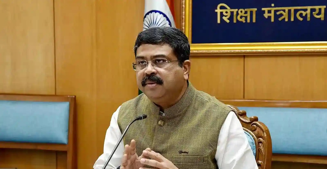 আন্দোলনের মুখে ভারতের শিক্ষামন্ত্রী ধর্মেন্দ্র প্রধানের পদত্যাগ