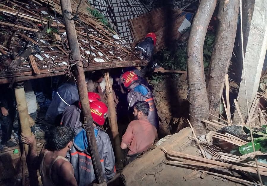 কক্সবাজারে পাহাড়ধস