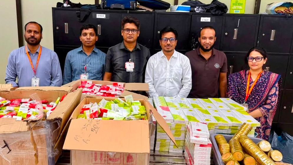শাহজালাল বিমানবন্দরে ২ কোটি টাকার সিগারেট, স্বর্ণ ও মদ জব্দ
