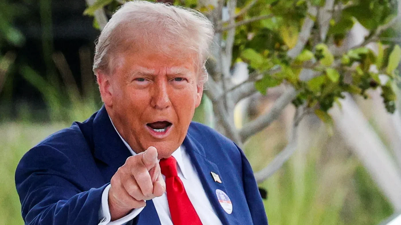 Donald_Trump_0sFBUGl
