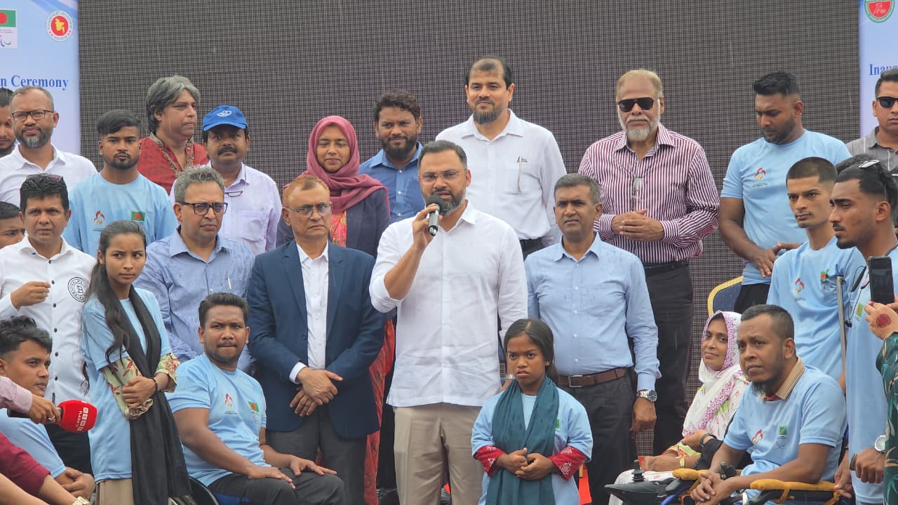জাতীয় স্টেডিয়ামে এশিয়ান প্যারা গেমস ট্রেনিং ক্যাম্প-২০২৬-এর উদ্বোধনী অনুষ্ঠানে বক্তব্য দিচ্ছেন যুব ও ক্রীড়া প্রতিমন্ত্রী মো. আমিনুল হক।