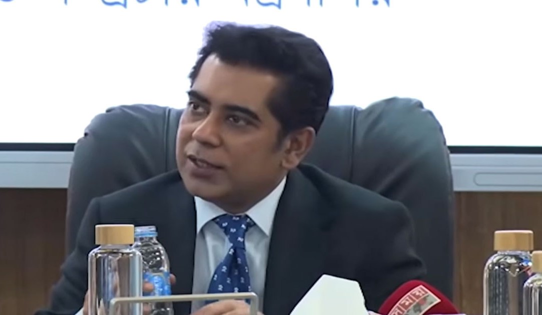সচিবালয়ে পরিচিতি সভায় বক্তব্য রাখছেন তথ্যমন্ত্রী আন্দালিভ রহমান পার্থ