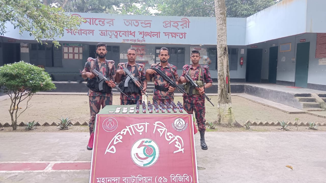 শিবগঞ্জ সীমান্তে বিজিবির অভিযান।