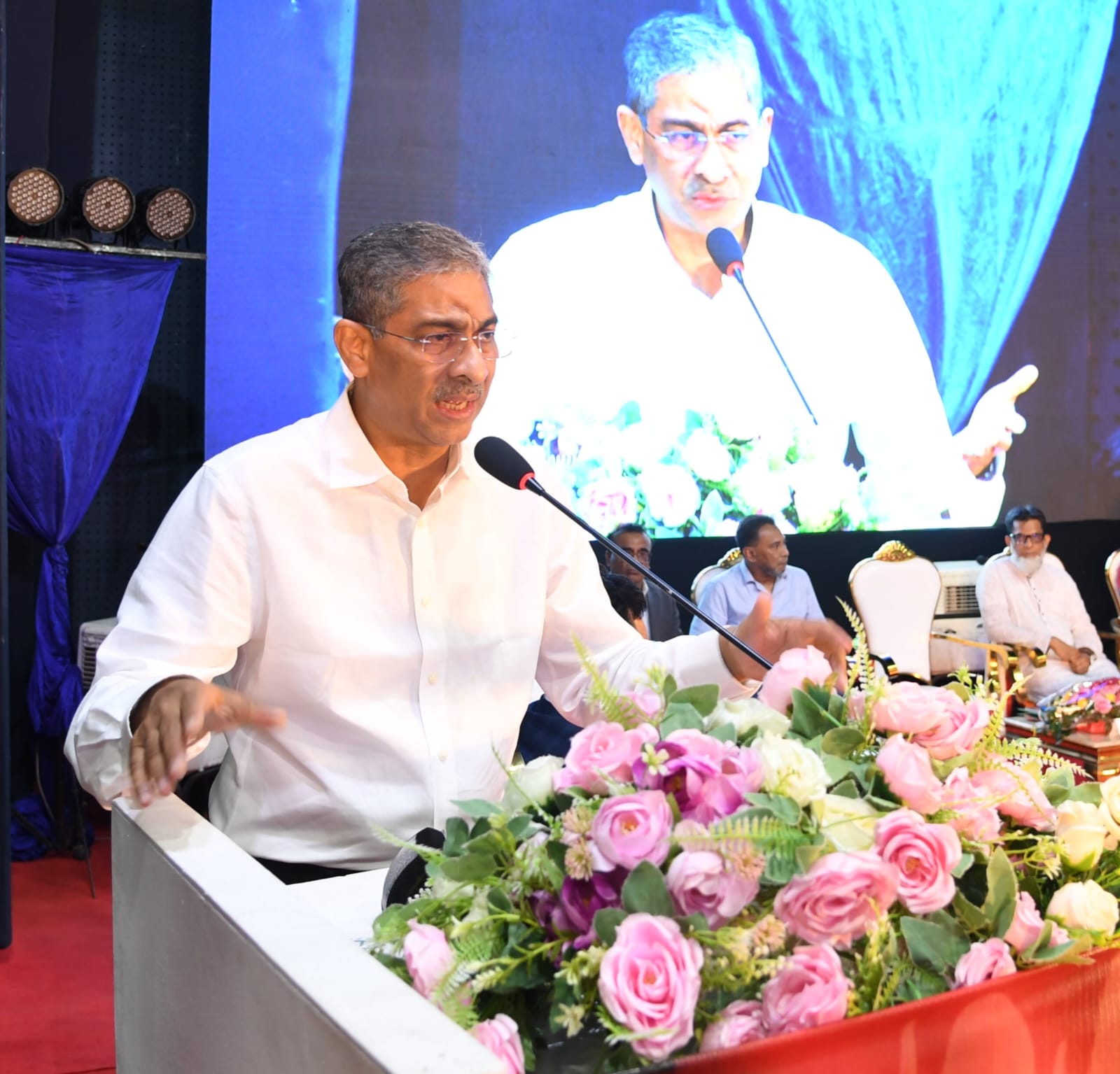আইইবি আয়োজিত জুলাই গণঅভ্যুত্থানের আলোচনা সভায় বক্তব্য দিচ্ছেন পানিসম্পদ মন্ত্রী শহীদউদ্দীন চৌধুরী এ্যানি