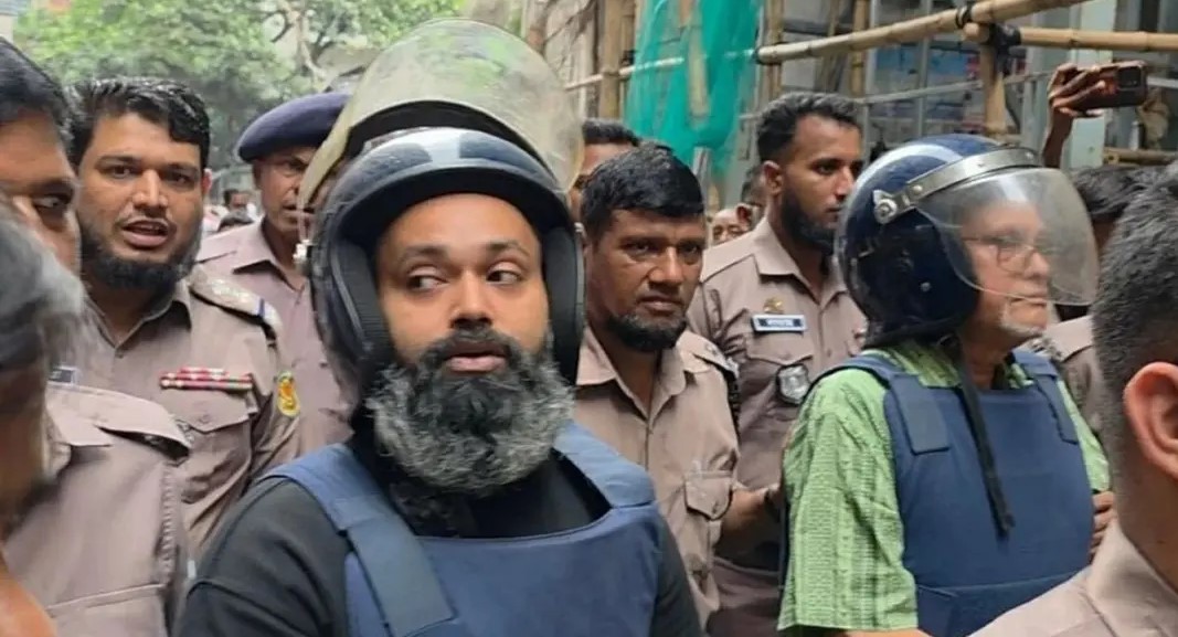 বিএনপি কর্মী মকবুল হোসেন হত্যা মামলায় সোলায়মান সেলিম ও মোস্তফা জালাল মহিউদ্দিনকে আদালতে হাজির করা হয়েছে