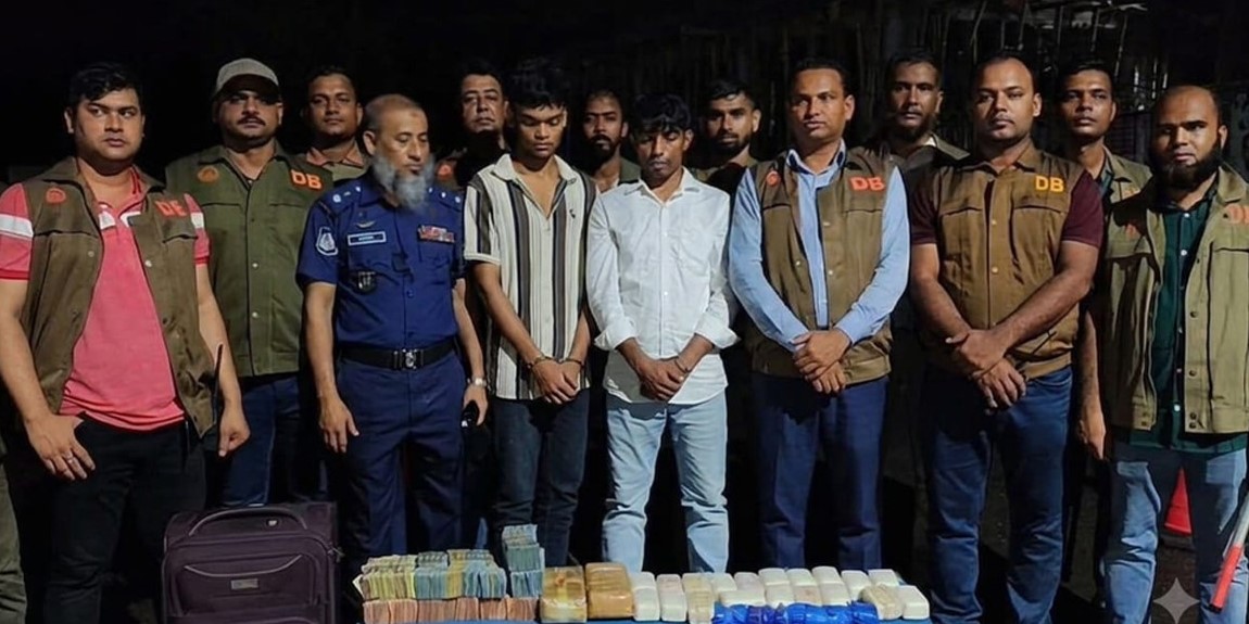 গোপালগঞ্জে মাইক্রোবাস থেকে উদ্ধার হওয়া বিপুল পরিমাণ ইয়াবা ও গ্রেপ্তার দুই মাদক কারবারি