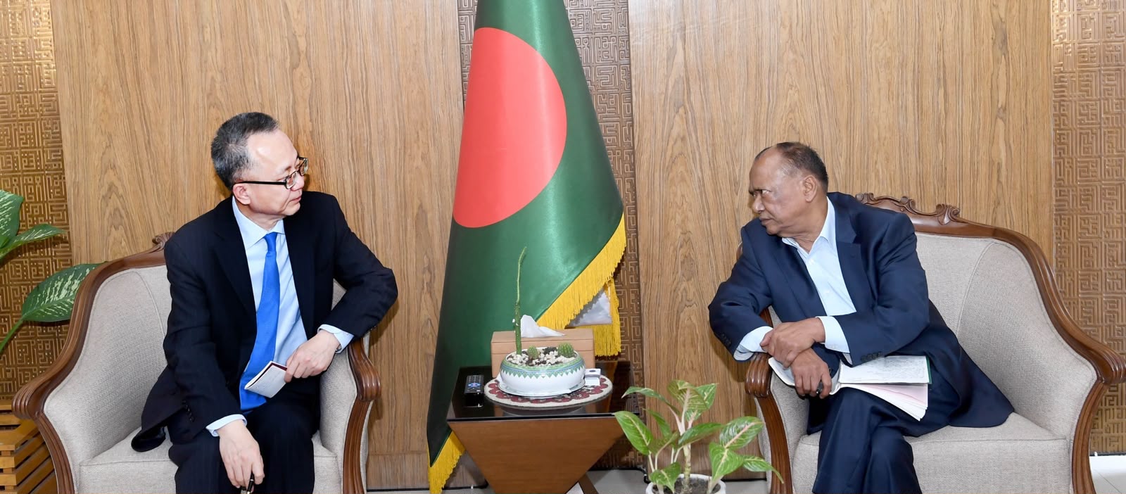পরিবেশমন্ত্রীর সঙ্গে এডিবির ভাইস-প্রেসিডেন্টের সাক্ষাৎ