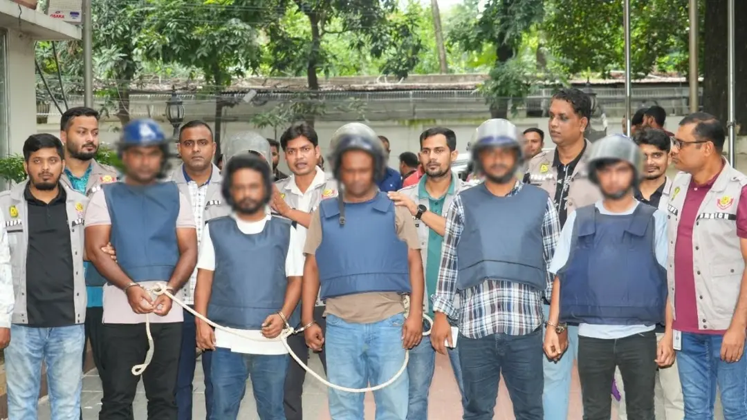 উত্তরায় পেট্রোল পাম্পের সোয়া কোটি টাকা ছিনতাইয়ের ঘটনায় গ্রেপ্তার পাঁচজন