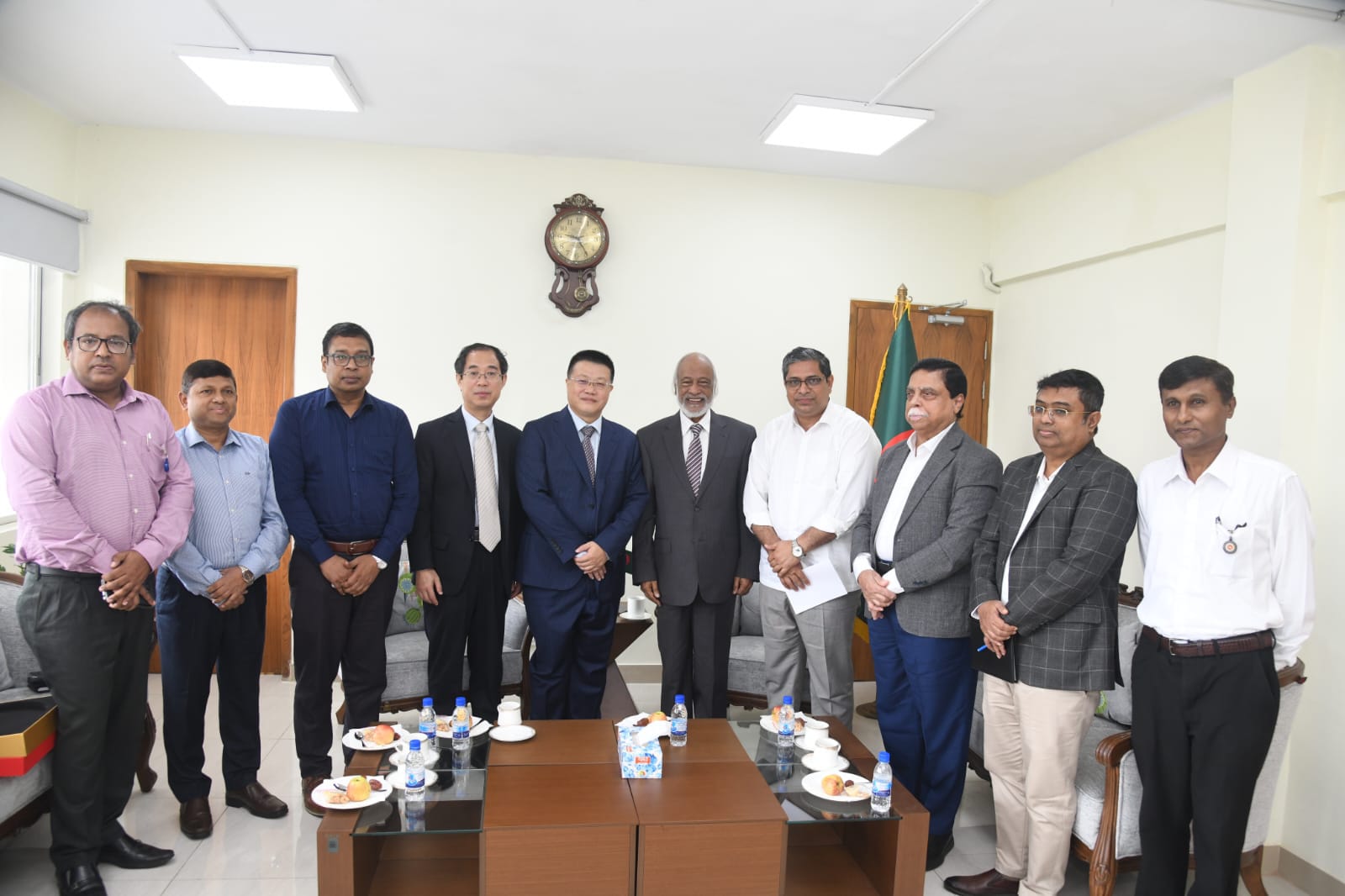 চীনের রাষ্ট্রদূত ইয়াও ওয়েনের সঙ্গে এলজিআরডি মন্ত্রী আবদুল মঈন খানের বৈঠক