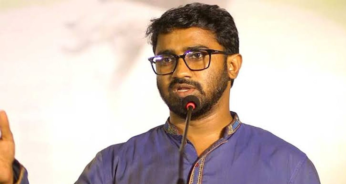 ঝিনাইদহে সাংবাদিকদের সঙ্গে কথা বলছেন রাশেদ খান