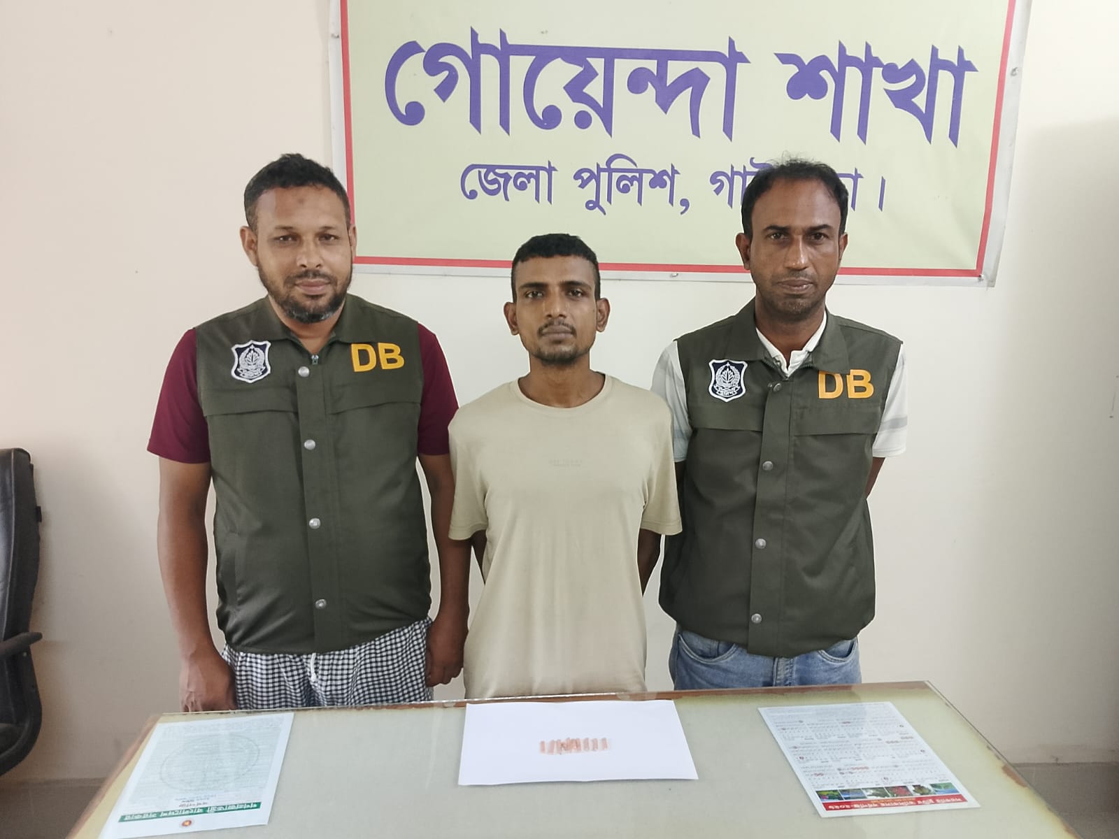 খুলনায় দুই রাউন্ড রাইফেলের গুলিসহ আটক যুবক