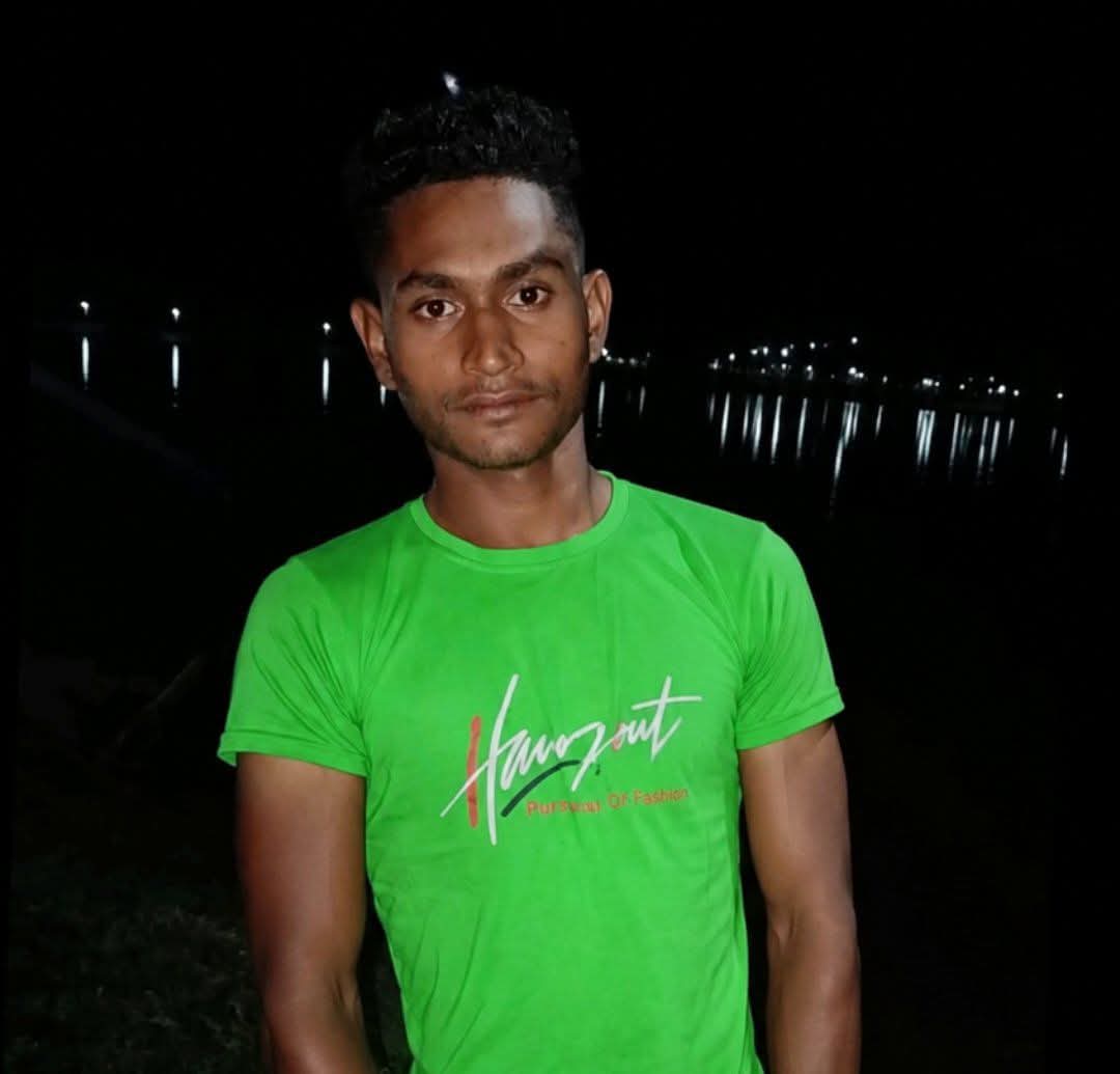  শিল্পকুঞ্জ এলাকায় অটোরিকশাচালক হত্যার ঘটনাস্থলে পুলিশের তদন্ত।