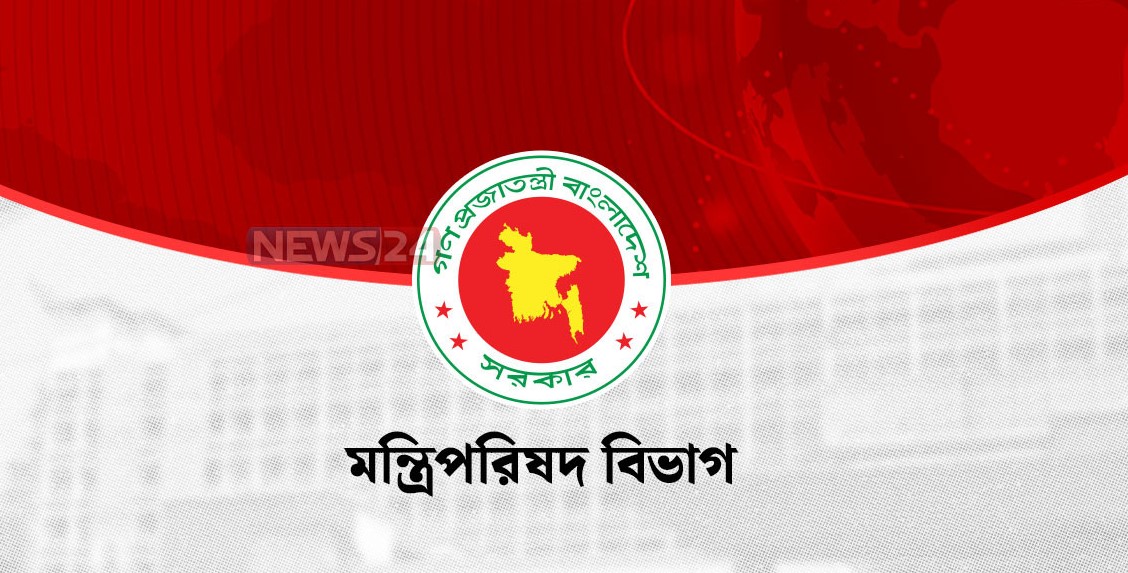   ভারতীয় সংবাদমাধ্যমের প্রতিবেদন অনুযায়ী, ছবিটির শেষ দুই দিনের শুটিং চলছিল। পূর্বপরিকল্পনা অনুযায়ী একটি জটিল অ্যাকশন সিকোয়েন্সের দৃশ্য ধারণের কাজ করছিলেন কার্তিক। দক্ষ ও পেশাদার অ্যাকশন কোচের অধীনে দীর্ঘদিন প্রশিক্ষণ নেওয়া সত্ত্বেও স্টান্ট করার একপর্যায়ে হাঁটুতে মারাত্মকভাবে আঘাত পান এই অভিনেতা।  আরও পড়ুন মেয়ে সোনাক্ষীকে ট্রল করা নিয়ে সরব শত্রুঘ্ন সিনহা জিন্দেগি না মিলেগি দোবারা ২ : ফিরছে তিন বন্ধুর গল্প এক মাসের ব্যবধানে বাবা-মায়ের মৃত্যু, শোক কাটিয়ে ভুবন এখন তারকা বিজ্ঞাপন   দুর্ঘটনা ঘটার সঙ্গে সঙ্গেই দ্রুত শুটিং স্থগিত করে তাকে মুম্বাইয়ের ‘ফোর্টিস রাহেজা’ হাসপাতালে নিয়ে যাওয়া হয়। প্রযোজনা সংস্থা জানিয়েছে, চিকিৎসকরা দ্রুত তার হাঁটুতে অস্ত্রোপচার করবেন। সার্জারির পর চিকিৎসকদের কড়া নির্দেশনায় বেশ কিছুদিন সম্পূর্ণ বিশ্রামে থাকতে হবে কার্তিককে। পুরোপুরি সুস্থ হয়ে ওঠার পরই তিনি আবার শুটিং ফ্লোরে ফিরবেন এবং অনুরাগ বসুর পরবর্তী নতুন সিনেমার কাজ শুরু করবেন।  ‘চান্দু চ্যাম্পিয়ন’-এর দুর্দান্ত সাফল্যের পর কবীর খান ও কার্তিক আরিয়ান জুটির এটি দ্বিতীয় কাজ। ছবিটিতে প্রযোজক হিসেবে যুক্ত রয়েছে কার্তিকের নিজস্ব প্রযোজনা প্রতিষ্ঠান ‘ডোপামিন স্টুডিওস’। এছাড়া বর্তমানে কার্তিকের হাতে রয়েছে ‘নাগজিলা’ ও ‘ক্যাপ্টেন ইন্ডিয়া’-র মতো  বিগ বাজেটের আলোচিত প্রজেক্ট। make seo ,meta description ,meta title ,keyword in coma with smart title rewrite this news for muktomon online portal news ,alt ,tag  ChatGPT said: নিচে Muktomon Online Portal-এর জন্য SEO-ফ্রেন্ডলি করে শিরোনাম, নিউজ কপি, মেটা ডেটা, কীওয়ার্ড, ট্যাগ ও ALT টেক্সট সাজিয়ে দিলাম।  শুটিং সেটে গুরুতর আহত কার্তিক আরিয়ান, জরুরি অস্ত্রোপচারের সিদ্ধান্ত    শুটিং সেটে গুরুতর আহত কার্তিক আরিয়ান, জরুরি অস্ত্রোপচারের সিদ্ধান্ত বিনোদন ডেস্ক  বলিউড অভিনেতা {"fallbackMarkdown":"Kartik Aaryan","reference":{"alt":"Kartik Aaryan","category":"known_celebrity","extra_params":{"disambiguation":"Indian actor"},"name":"Kartik Aaryan","prompt_text":"Kartik Aaryan","status":"done","type":"entity"},"referenceKey":"0","showLoginRequiredCard":false} শুটিং সেটে গুরুতর আহত হয়েছেন। কবীর খানের নতুন সিনেমার একটি হাই-অক্টেন অ্যাকশন দৃশ্যের শুটিং করতে গিয়ে হাঁটুতে মারাত্মক চোট পান তিনি। আঘাতের পর দ্রুত তাকে হাসপাতালে নেওয়া হয় এবং চিকিৎসকরা জরুরি ভিত্তিতে অস্ত্রোপচারের সিদ্ধান্ত নিয়েছেন।  ভারতীয় সংবাদমাধ্যমের প্রতিবেদন অনুযায়ী, কবীর খানের নতুন সিনেমার শেষ দুই দিনের শুটিং চলছিল। পূর্বপরিকল্পিত একটি জটিল অ্যাকশন সিকোয়েন্সের দৃশ্য ধারণের সময় দুর্ঘটনার শিকার হন কার্তিক। দীর্ঘদিন পেশাদার অ্যাকশন কোচের অধীনে প্রশিক্ষণ নেওয়ার পরও স্টান্টের একপর্যায়ে তার হাঁটুতে গুরুতর আঘাত লাগে।  দুর্ঘটনার পরপরই শুটিং বন্ধ করে দেওয়া হয়। পরে কার্তিককে মুম্বাইয়ের ফোর্টিস রাহেজা হাসপাতালে নেওয়া হয়। চিকিৎসকদের পরামর্শ অনুযায়ী তার হাঁটুতে অস্ত্রোপচার করা হবে। সার্জারির পর কিছুদিন তাকে সম্পূর্ণ বিশ্রামে থাকতে হবে বলে জানা গেছে।  চিকিৎসকদের ছাড়পত্র ও পুরোপুরি সুস্থ হওয়ার পরই আবার শুটিংয়ে ফিরবেন কার্তিক। ফলে অনুরাগ বসুর পরবর্তী সিনেমার কাজও তার সুস্থতার ওপর নির্ভর করবে।  ‘চান্দু চ্যাম্পিয়ন’ সিনেমার সাফল্যের পর কবীর খান ও কার্তিক আরিয়ানের এটি দ্বিতীয় কাজ। নতুন সিনেমাটিতে প্রযোজক হিসেবেও যুক্ত রয়েছেন কার্তিকের নিজস্ব প্রযোজনা প্রতিষ্ঠান ‘ডোপামিন স্টুডিওস’।  এদিকে কার্তিক আরিয়ানের হাতে রয়েছে আরও বেশ কয়েকটি আলোচিত সিনেমা। এর মধ্যে ‘নাগজিলা’ ও ‘ক্যাপ্টেন ইন্ডিয়া’ উল্লেখযোগ্য। শুটিং সেটে তার এই দুর্ঘটনার খবরে ভক্তদের মধ্যেও উদ্বেগ তৈরি হয়েছে।  SEO Meta Title: শুটিং সেটে গুরুতর আহত কার্তিক আরিয়ান, হবে জরুরি অস্ত্রোপচার  Meta Description: কবীর খানের নতুন সিনেমার অ্যাকশন দৃশ্যের শুটিং করতে গিয়ে হাঁটুতে গুরুতর চোট পেয়েছেন কার্তিক আরিয়ান। হাসপাতালে ভর্তি অভিনেতার জরুরি অস্ত্রোপচার হবে।  Focus Keywords: কার্তিক আরিয়ান, কার্তিক আরিয়ান আহত, Kartik Aaryan injured, কার্তিক আরিয়ানের অস্ত্রোপচার, কার্তিক আরিয়ান শুটিং, কবীর খান, বলিউড খবর, কার্তিক আরিয়ান সিনেমা, চান্দু চ্যাম্পিয়ন, কার্তিক আরিয়ান নতুন সিনেমা  SEO Tags: কার্তিক আরিয়ান, Kartik Aaryan, কার্তিক আরিয়ান আহত, বলিউড, বলিউড নিউজ, কবীর খান, চান্দু চ্যাম্পিয়ন, নাগজিলা, ক্যাপ্টেন ইন্ডিয়া, বিনোদন সংবাদ, সিনেমা খবর, Bollywood News  Image ALT: শুটিং সেটে আহত বলিউড অভিনেতা কার্তিক আরিয়ান  Image Caption: শুটিং সেটে অ্যাকশন দৃশ্যের সময় আহত কার্তিক আরিয়ান    You said:  muktomon reporter  ChatGPT said: আপনি যদি “বিনোদন ডেস্ক”-এর বদলে “মুক্তমন রিপোর্টার” রাখতে চান, তাহলে নিউজের বাইলাইন হবে:  মুক্তমন রিপোর্টার  এবং শিরোনামটি আরও স্মার্টভাবে হতে পারে:  শুটিং সেটে গুরুতর আহত কার্তিক আরিয়ান, জরুরি অস্ত্রোপচারের সিদ্ধান্ত    You said:  কুষ্টিয়ায় এমপি আমির হামজার ওপর হামলার ঘটনায় থানায় এজাহার দায়ের জেলা প্রতিনিধি জেলা প্রতিনিধি কুষ্টিয়া ১৬ আগস্ট ২০২৬, ১৫:৩৩ কুষ্টিয়ায় এমপি আমির হামজার ওপর হামলার ঘটনায় থানায় এজাহার দায়ের কুষ্টিয়ায় জামায়াতে ইসলামী ও গণঅধিকার পরিষদের নেতাকর্মীদের মধ্যে সংঘর্ষের ঘটনায় থানায় এজাহার দায়ের করেছে জামায়াত ইসলামী।  বিজ্ঞাপন   শনিবার (১৫ আগস্ট) রাতে কুষ্টিয়া মডেল থানায় এজাহার দায়ের করা হয়। এ সময় কুষ্টিয়া সদর আসনের সংসদ আমির হামজা উপস্থিত ছিলেন।   পুলিশ ও স্থানীয় সূত্রে জানা যায়, শনিবার (১৫ আগস্ট) সন্ধ্যা সাড়ে ৬টার দিকে ঢাকা বিশ্ববিদ্যালয়ের সাবেক ভিপি ও প্রতিমন্ত্রী নুরুল হক নুর ও প্রধানমন্ত্রীর রাজনৈতিক উপদেষ্টা রাশেদ খানকে নিয়ে মুফতি আমির হামজার কটূক্তির বক্তব্যের প্রতিবাদে বিক্ষোভ মিছিল ও সমাবেশের আয়োজন করে জেলা গণঅধিকার পরিষদ।   এ সময় সংসদ সদস্য আমির হামজা ইসলামী বিশ্ববিদ্যালয়ের একটি কর্মসূচি শেষে গাড়িযোগে নিজ বাড়ি ফেরার সময় ছয়রাস্তা মোড় এলাকায় গণঅধিকার পরিষদের বিক্ষোভ মিছিল অতিক্রম করছিলেন। তখন জামায়াতের নেতাকর্মী ও গণধিকার পরিষদের নেতাকর্মীদের মধ্যে সংঘর্ষের ঘটনা ঘটে। হামলা চালানো হয় এমপি আমির হামজার গাড়িতে। দুই পক্ষের সংঘর্ষে অন্তত ১০ জন।   বিজ্ঞাপন   এ বিষয়ে এমপি আমির হামজা অভিযোগে জানান, গণঅধিকার পরিষদ কুষ্টিয়া জেলা শাখার সাধারণ সম্পাদক আব্দুল খালেক ও সাংগঠনিক সম্পাদক তৌকির আহমেদের নেতৃত্বে একদল নেতাকর্মী লাঠিসোটা ও ইট-পাটকেল নিয়ে তার গাড়িতে হামলা চালায়।  তিনি বলেন, ভিডিও দেখে হামলার সঙ্গে যারা জড়িত চিনেছেন তাদের নামেই এজাহার দায়ের করা হয়েছে।  এ বিষয়ে কুষ্টিয়া মডেল থানার ভারপ্রাপ্ত কর্মকর্তা কবির হোসেন মাতুব্বর জানান, জামায়াতের পক্ষ থেকে একটি এজাহার পেয়েছেন তারা। তদন্ত সাপেক্ষে নেবেন আইনগত ব্যবস্থা।  ChatGPT said: নিচে Muktomon Online Portal-এর স্টাইলে সম্পাদনা করে দিলাম। বাইলাইন রাখা হয়েছে মুক্তমন রিপোর্টার।  কুষ্টিয়ায় এমপি আমির হামজার গাড়িতে হামলার অভিযোগ, থানায় এজাহার    কুষ্টিয়ায় এমপি আমির হামজার গাড়িতে হামলার অভিযোগ, থানায় এজাহার মুক্তমন রিপোর্টার, কুষ্টিয়া  কুষ্টিয়ায় জামায়াতে ইসলামী ও গণঅধিকার পরিষদের নেতাকর্মীদের মধ্যে সংঘর্ষের ঘটনায় থানায় এজাহার দায়ের করা হয়েছে। শনিবার (১৫ আগস্ট) রাতে কুষ্টিয়া মডেল থানায় জামায়াতে ইসলামীর পক্ষ থেকে এজাহারটি দায়ের করা হয়। এ সময় কুষ্টিয়া সদর আসনের সংসদ সদস্য আমির হামজা উপস্থিত ছিলেন।  পুলিশ ও স্থানীয় সূত্রে জানা যায়, শনিবার সন্ধ্যা সাড়ে ৬টার দিকে ঢাকা বিশ্ববিদ্যালয়ের সাবেক ভিপি ও প্রতিমন্ত্রী নুরুল হক নুর এবং প্রধানমন্ত্রীর রাজনৈতিক উপদেষ্টা রাশেদ খানকে নিয়ে মুফতি আমির হামজার বক্তব্যের প্রতিবাদে বিক্ষোভ মিছিল ও সমাবেশের আয়োজন করে জেলা গণঅধিকার পরিষদ।  এদিকে ইসলামী বিশ্ববিদ্যালয়ের একটি কর্মসূচি শেষে গাড়িতে করে নিজ বাড়িতে ফিরছিলেন সংসদ সদস্য আমির হামজা। তিনি ছয়রাস্তা মোড় এলাকায় গণঅধিকার পরিষদের বিক্ষোভ মিছিল অতিক্রম করার সময় জামায়াত ও গণঅধিকার পরিষদের নেতাকর্মীদের মধ্যে সংঘর্ষের ঘটনা ঘটে। এ সময় আমির হামজার গাড়িতে হামলার অভিযোগ ওঠে।  সংঘর্ষে উভয় পক্ষের অন্তত ১০ জন আহত হয়েছেন বলে জানা গেছে।  এজাহারে এমপি আমির হামজা অভিযোগ করেন, গণঅধিকার পরিষদ কুষ্টিয়া জেলা শাখার সাধারণ সম্পাদক আব্দুল খালেক ও সাংগঠনিক সম্পাদক তৌকির আহমেদের নেতৃত্বে একদল নেতাকর্মী লাঠিসোটা ও ইট-পাটকেল নিয়ে তার গাড়িতে হামলা চালায়।  আমির হামজা বলেন, হামলার ঘটনার ভিডিও দেখে জড়িতদের শনাক্ত করা হয়েছে এবং তাদের নামেই এজাহার দায়ের করা হয়েছে।  কুষ্টিয়া মডেল থানার ভারপ্রাপ্ত কর্মকর্তা (ওসি) কবির হোসেন মাতুব্বর জানান, জামায়াতে ইসলামীর পক্ষ থেকে একটি এজাহার পাওয়া গেছে। বিষয়টি তদন্ত করে আইনগত ব্যবস্থা নেওয়া হবে।  SEO Meta Title: কুষ্টিয়ায় এমপি আমির হামজার গাড়িতে হামলা, থানায় এজাহার  Meta Description: কুষ্টিয়ায় জামায়াত ও গণঅধিকার পরিষদের নেতাকর্মীদের সংঘর্ষের ঘটনায় এমপি আমির হামজার গাড়িতে হামলার অভিযোগে থানায় এজাহার দায়ের করা হয়েছে।  Keywords: কুষ্টিয়া, আমির হামজা, এমপি আমির হামজা, আমির হামজার গাড়িতে হামলা, কুষ্টিয়ায় হামলা, কুষ্টিয়া সংঘর্ষ, জামায়াতে ইসলামী, গণঅধিকার পরিষদ, কুষ্টিয়া মডেল থানা, থানায় এজাহার, কুষ্টিয়া খবর, বাংলাদেশের রাজনৈতিক খবর  Tags: কুষ্টিয়া, আমির হামজা, জামায়াতে ইসলামী, গণঅধিকার পরিষদ, কুষ্টিয়া সংঘর্ষ, হামলা, এজাহার, রাজনৈতিক সংবাদ, কুষ্টিয়া সংবাদ, জাতীয় সংবাদ  Image ALT: কুষ্টিয়ায় এমপি আমির হামজার গাড়িতে হামলার ঘটনায় থানায় এজাহার  Image Caption: কুষ্টিয়ায় এমপি আমির হামজার গাড়িতে হামলার অভিযোগে থানায় এজাহার    You said:  ল্যাপটপে আগুন ধরিয়ে যেভাবে ‘জঙ্গি নাটক’ সাজাতো র‍্যাব নিজস্ব প্রতিবেদক নিজস্ব প্রতিবেদক ১৯ আগস্ট ২০২৬, ০০:০৩ ল্যাপটপে আগুন ধরিয়ে যেভাবে ‘জঙ্গি নাটক’ সাজাতো র‍্যাব বাইরে র‍্যাবের সাইরেন আর হ্যান্ডমাইকের শব্দ। ভেতরে বন্দিদের নিয়ে সাজানো হলো দৃশ্য। এর মধ্যেই আগুন ধরিয়ে দেওয়া হয় একটি ল্যাপটপে। মুহূর্তেই ছড়িয়ে পড়ল ধোঁয়া। এরপর বাইরে থেকে দরজা ভেঙে একে একে বের করা হয় বন্দিদের। দীর্ঘদিন গুম করে রাখার পর এভাবেই ‘জঙ্গি উদ্ধারের নাটক’ সাজিয়ে চালান দেওয়া হয়েছিল বলে বর্ণনা দিয়েছেন নুরে আলম। তার সঙ্গে ছিলেন আরও কয়েকজন বন্দি।  বিজ্ঞাপন   জয়েন্ট ইন্টারোগেশন সেন্টারে (জেআইসি) গুম-নির্যাতনের ঘটনায় মানবতাবিরোধী অপরাধের মামলায় সাক্ষ্যগ্রহণের দিন ধার্য ছিল মঙ্গলবার (১৮ আগস্ট)। এদিন ট্রাইব্যুনাল-১ এর সদস্য বিচারক মো. মোহিতুল হক এনাম চৌধুরীর একক বেঞ্চে সপ্তম সাক্ষী হিসেবে নুরে আলমের অবশিষ্ট জবানবন্দি রেকর্ড করা হয়। এ মামলায় ক্ষমতাচ্যুত প্রধানমন্ত্রী শেখ হাসিনাসহ মোট আসামি ১৩ জন।  সাক্ষ্য অনুযায়ী ২০১৬ সালের ১২ এপ্রিল নীলফামারীর নিজ বাসা থেকে গুমের শিকার হন নুরে আলম। এরই মধ্যে জেআইসিসহ একাধিক বন্দিশালায় তাকে রাখার পর একই বছরের ৭ আগস্ট তাকে আরেক সংস্থার সেলে নেওয়া হয়। বরাবরের মতোই বন্দিশালায় নিয়ে হাতের হাতকড়া ও চোখের বাঁধন খুলে দেন কর্মকর্তারা।  জবানবন্দিতে নুর আলম বলেন, এ বন্দিশালায় এনে আমার হাতে একটি কালো রঙের হাফপ্যান্ট দেওয়া হয়। এটি পরে আগের জামাকাপড় তাদের দেওয়ার নির্দেশ দেন। কথামতো কাপড় পরিবর্তনের পর তারা আবারও আমার হাতে হাতকড়া পরিয়ে চোখ বেঁধে সেলে নিয়ে যান। সেলে সারাদিন চোখ বাঁধা ও হাতকড়া পরা থাকতো। এই সেলটি ছিল ৯ ফিট বাই ৩ ফিট। এখানে পাশাপাশি দুই ধাপে ছয়টি সেল ছিল। প্রতি তিনটি সেলের জন্য ছিল একটা করে স্ট্যান্ড ফ্যান। খাওয়ার জন্য তিনবেলা সেল থেকে বের করা হতো। সেলের পাশেই ছিল বাথরুম।  বিজ্ঞাপন   তিনি বলেন, বাথরুমে গেলে দেয়ালে থাকা খোপ খোপ ছিদ্র দিয়ে বাইরে র‍্যাব-৪ লেখা দেখতে পাই। এখানে বারান্দায় বসে আলাদা প্লেটে বন্দিদের খাবার দেওয়া হতো। খাবার খাওয়ার সময় বাকিদের সঙ্গে কথা বলে জানতে পারি তাজুল ইসলাম, রাজিব, ডা. ইকবাল ও রাকিব নামে আরও ব্যক্তি ছিলেন। খাবার খাওয়ার সময় স্ট্যান্ড ফ্যানের নিচেও র‍্যাব-৪ লেখা দেখে বুঝতে পারি আমাকে গুম করে রাখা হয়েছে। এখানে কয়েক মাস থাকার পরে আমাকে ও তাজুল ইসলামকে সেল থেকে বের করে বাথরুমে নিয়ে যাওয়া হয়। তারা আমাদের হাতের হাতকড়া ও চোখের বাঁধন খুলে আগের পরিধেয় বস্ত্র পরতে বলেন। এরপর আবারও জমটুপি পরিয়ে সিঁড়ি দিয়ে নিচে নামিয়ে গাড়িতে তোলা হয়। গাড়িটি এক থেকে দেড় ঘণ্টা চলার পর একটি স্থানে দাঁড়িয়ে দুজনকে বের করে অন্য আরেকটি সেলে নেন তারা। যা র‍্যাব-১০ এর ছিল। এই সেলের প্রস্থ ছিল আড়াই থেকে তিন ফিট ও দৈর্ঘ্য সাড়ে ছয়-সাত ফিট। সংকীর্ণ এ সেলের ভেতরে একটি বাথরুম ও পানির ট্যাপ ছিল। সেলের সামনে ছিল একটি সিসি ক্যামেরা।  জবানবন্দিতে নুরে আলম উল্লেখ করেন, পাশের সেলেই ছিলেন নাজিম উদ্দিন, তাজুল ইসলাম, আবু জর গিফারী ও সামি। এক রাত রাখার পর ২০১৬ সালের ৩০ নভেম্বর সকাল ৬টার সময় সবাইকে সেল থেকে বের করে হাতে হাতকড়া লাগিয়ে চোখ বেঁধে গলা পর্যন্ত জমটুপি পরান কর্মকর্তারা। এরপর একটি গাড়িতে তোলা হয়। গাড়িটি আট-দশ ঘণ্টা চলার পর একটি স্থানে দাঁড়ায়।  নুরে আলম বলেন, আমাদের গাড়ি থেকে বের করে মাথার ওপরে ছাতা ধরেন কর্মকর্তারা। কারণ আশপাশের উঁচু ভবন থেকে যেন কেউ দেখতে না পারেন। এরপর সবাইকে সেলের ভেতরে নেন। এখানেও পাশাপাশি কয়েকটি সেল ছিল। শোবার পর পা টয়লেট পর্যন্ত চলে যেতো। বাম দিকে নড়াচড়া করলে পানির ট্যাপে পা লাগতো। অর্থাৎ আগের সেলের মতো সংকীর্ণ ছিল। এখানে কয়েকদিন রাখার পর আমাদের সেল থেকে বের করা হয়। এরপর নাজিম ও তাজুলকে একটি গাড়িতে এবং আমাকে, গিফারী ও সামিকে আরেটিতে তোলা হয়। আগের গাড়িটি অন্যদিকে চলে যাওয়ার পর আমাদের বাহনটি চলতে শুরু করে। গাড়িটি এক থেকে দেড় ঘণ্টা চলার পরে একটি স্থানে দাঁড়ায়।   বিজ্ঞাপন   ভুক্তভোগী জানান, গাড়ি থেকে তাদের তিনজনকে নামিয়ে একটি ভবনের সিঁড়ি বেয়ে দোতলায় তুলে খাটে বসানো হয়। ৪০-৪৫ মিনিট পর নাজিম ও তাজুলকেও আনা হয়। এর মধ্যেই কর্মকর্তারা বিভিন্ন ধরনের ভারী মালামাল এনে মেঝেতে রাখেন। যা শব্দ শুনে বুঝতে পারেন নুরে আলম। এরপর ভেতরের দিক থেকে দরজা বন্ধ করে দেন র‍্যাবের লোকজন। একপর্যায়ে কোনো এক ব্যক্তি ফোন করে বলেন, ‘স্যার সবকিছু ঠিক আছে’।   নুরে আলম বলেন, এভাবে আমাদের সবাইকে দোতলার একটি কক্ষে বন্দি রেখে নিচে সাইরেন বাজিয়ে টহল দিতে থাকে র‍্যাবের গাড়ি। হ্যান্ডমাইকে চিৎকার করতে থাকেন কর্মকর্তারা। তারা তিন-চার ঘণ্টা ধরে মিথ্যা জঙ্গি উদ্ধারের নাটক সাজান। কক্ষের ভেতরে থাকা র‍্যাবের লোকজন বলামাত্রই বাইরে থেকে দরজা ভাঙতে থাকেন অন্য কর্মকর্তারা। বাইরে কোনো এক ভবনের ছাদ থেকে এক সাংবাদিক ভিডিও করলে জানালা লাগিয়ে দেন তারা। একপর্যায়ে কক্ষের ভেতরে তারা ল্যাপটপে আগুন ধরিয়ে দিয়ে ধোঁয়া তৈরি করেন। তাদের কথাবার্তা থেকে আমি এসব বুঝতে পারি।  তিনি বলেন, ওই ভবনে চট্টগ্রাম র‍্যাব-৭ এর প্রধান কর্নেল মিফতাহ উদ্দিন আহমেদ আসেন। তিনি আমাদের চোখ খুলে দিতে বলেন। চোখ খোলার পর আমরা সেখানে বিভিন্ন ধরনের অস্ত্র, গোলাবারুদ, বলবেয়ারিং, তার, পেরেক ও বই দেখতে পাই। এরপর এসবের তালিকা হাতে দিতে বলেন মিফতাহ উদ্দিন। একইসঙ্গে সব মালামাল নিচে সঠিকভাবে সাজাতে বলেন। এভাবে তারা আমাদের বিরুদ্ধে মিথ্যা নাটক সাজিয়ে নিজেদের সফল অভিযান চালান। তারা আমাদের নিচে নামিয়ে দ্রুত র‍্যাবের গাড়িতে তোলেন। সেখানে সাংবাদিকরা কথা বলতে চাইলে কাছে আসতে দেননি। পরে দ্রুত র‍্যাব-৭ এ নিয়ে যাওয়া হয়।  সাক্ষ্যে আরও বলা হয়, ওই দিন রাত ৩টার সময় তারা নুরে আলমসহ সবাইকে আকবর শাহ থানায় হস্তান্তর করা হয়। এরপর আদালতের মাধ্যমে তাদের কারাগারে পাঠায় পুলিশ। নুরে আলম, গিফারী ও সামির বিরুদ্ধে দুটি এবং তাজুল ও নাজিমের নামে তিনটি মামলা করা হয়। এসব মামলায় তিনদিন করে মোট ছয়দিন তাদের আলাদা আলাদা জিজ্ঞাসাবাদ করে র‍্যাব ও পুলিশ।  নুরে আলম ট্রাইব্যুনালে বলেন, র‍্যাবের জিজ্ঞাসাবাদের সময় এএসপি রুহুল আমিন আমাকে বলেন, ‘তোমাকে বাসা থেকে তুলে নিয়ে এসেছেন ডিজিএফআইের লোকজন। প্রথমে রাখা হয়েছিল জেআইসিতে। পরেরটি ছিল টিএফআই সেল। এরপর তারা আমাদের কারাগারে পাঠায়। দীর্ঘ ১১ মাস মিথ্যা মামলায় কারাগারে থাকার পর বর্তমানে উচ্চ আদালতের আদেশে জামিনে মুক্ত।   তিনি বলেন, আমাকে বাসা থেকে অপহরণের পরই নীলফামারী সদর থানায় জিডি করেন মা। এর কয়েকদিন পর আদালতে অপহরণ মামলা করেন। জেলা প্রসাশক ও নীলফামারী সরকারি কলেজের অধ্যক্ষ বরাবর স্মারকলিপি দেওয়ার পাশাপাশি প্রেস ব্রিফিং করা হয়েছিল। প্রেস ব্রিফিংয়ে বিধবা মায়ের কোলে নিজের সন্তানকে ফেরত দিতে আকুতি জানিয়েছিলেন তিনি। নীলফামারী সরকারি কলেজের ছাত্র-ছাত্রী ও স্থানীয় লোকজন মিলে চৌরঙ্গীর মোড়ে মানববন্ধন করা হয়েছিল। কিন্তু সেই মানববন্ধনে লাঠিচার্জ করে কলেজের রসায়ন বিভাগের সহকারী অধ্যাপক আলী নূর স্যারকে তুলে নেন পুলিশ সদস্যরা। আমার গুম হওয়ার পেছনে যারা দায়ী তাদের মধ্যে রয়েছেন তৎকালীন প্রধানমন্ত্রী শেখ হাসিনা, তার নিরাপত্তা উপদেষ্টা তারিক আহমেদ সিদ্দিকসহ ডিজিএফআইয়ের ও র‍্যাবের লোকজন। আমি তাদের শাস্তি চাই। একইসঙ্গে ক্ষতিপূরণ দাবি করছি।  প্রসিকিউশনের পক্ষে ট্রাইব্যুনালে ছিলেন প্রসিকিউটর মিজানুল ইসলাম ও শাইখ মাহদী। সঙ্গে ছিলেন প্রসিকিউটর তাসমিরুল ইসলাম, সহিদুল ইসলাম সরদার, আবদুস সাত্তার পালোয়ানসহ অন্যরা।  এ মামলায় ১৩ আসামির মধ্যে গ্রেপ্তার রয়েছেন তিনজন। তারা হলেন- ডিজিএফআইয়ের সাবেক পরিচালক মেজর জেনারেল শেখ মো. সরওয়ার হোসেন, ব্রিগেডিয়ার জেনারেল মো. মাহবুবুর রহমান সিদ্দিকী ও ব্রিগেডিয়ার জেনারেল আহমেদ তানভির মাজাহার সিদ্দিকী।  ChatGPT said: আপনার দেওয়া তথ্যের ভিত্তিতে Muktomon Online Portal-এর জন্য ভাষা আরও নিরপেক্ষ, সংবাদধর্মী ও SEO-ফ্রেন্ডলি করে সাজালাম। যেহেতু বিষয়টি আদালতে সাক্ষ্য ও গুরুতর অভিযোগসংক্রান্ত, তাই অভিযোগগুলোকে সাক্ষ্য/দাবি হিসেবে উপস্থাপন করা হয়েছে।  ল্যাপটপে আগুন, সাইরেন-হ্যান্ডমাইকে ‘জঙ্গি উদ্ধার’—ট্রাইব্যুনালে নুরে আলমের বিস্ফোরক সাক্ষ্য   ল্যাপটপে আগুন, সাইরেন-হ্যান্ডমাইকে ‘জঙ্গি উদ্ধার’—ট্রাইব্যুনালে নুরে আলমের বিস্ফোরক সাক্ষ্য মুক্তমন রিপোর্টার  ল্যাপটপে আগুন ধরিয়ে ধোঁয়া তৈরি, বাইরে র‍্যাবের গাড়ির সাইরেন ও হ্যান্ডমাইকে ঘোষণা—এভাবেই ‘জঙ্গি উদ্ধারের নাটক’ সাজানোর অভিযোগ করেছেন গুমের শিকার নুরে আলম। মঙ্গলবার (১৮ আগস্ট) আন্তর্জাতিক অপরাধ ট্রাইব্যুনাল-১-এ জয়েন্ট ইন্টারোগেশন সেন্টার (জেআইসি) ও অন্যান্য বন্দিশালায় গুম-নির্যাতনের ঘটনায় মানবতাবিরোধী অপরাধের মামলায় সাক্ষ্য দেওয়ার সময় তিনি এসব কথা বলেন।  ট্রাইব্যুনাল-১-এর একক বেঞ্চে বিচারক মো. মোহিতুল হক এনাম চৌধুরীর সামনে মামলার সপ্তম সাক্ষী হিসেবে নুরে আলমের অবশিষ্ট জবানবন্দি রেকর্ড করা হয়। মামলায় ক্ষমতাচ্যুত প্রধানমন্ত্রী শেখ হাসিনাসহ মোট ১৩ জন আসামি রয়েছেন।  নুরে আলমের সাক্ষ্য অনুযায়ী, ২০১৬ সালের ১২ এপ্রিল নীলফামারীর নিজ বাসা থেকে তাকে গুম করা হয়। পরে তাকে জেআইসিসহ একাধিক বন্দিশালায় রাখা হয়। একই বছরের ৭ আগস্ট তাকে আরেকটি সেলে নেওয়া হয় বলে ট্রাইব্যুনালে জানান তিনি।  সাক্ষ্যে নুরে আলম বলেন, ওই বন্দিশালায় নেওয়ার পর তার চোখ বাঁধা ও হাতে হাতকড়া পরিয়ে রাখা হতো। সেলটি ছিল আনুমানিক ৯ ফুট বাই ৩ ফুট। বাথরুমে যাওয়ার সময় দেয়ালের ফাঁক দিয়ে বাইরে ‘র‍্যাব-৪’ লেখা দেখতে পান বলে জানান তিনি। খাবারের সময় স্ট্যান্ড ফ্যানেও একই লেখা দেখতে পেয়ে তিনি বুঝতে পারেন, তাকে আইনশৃঙ্খলা রক্ষাকারী বাহিনীর একটি স্থাপনায় রাখা হয়েছে।  পরে তাকে ও তাজুল ইসলামকে একটি গাড়িতে করে অন্য একটি সেলে নেওয়া হয়। নুরে আলমের দাবি, ওই সেলটি র‍্যাব-১০-এর ছিল। সেলটি ছিল অত্যন্ত সংকীর্ণ এবং সামনে একটি সিসি ক্যামেরা ছিল বলেও সাক্ষ্যে উল্লেখ করেন তিনি।  নুরে আলম আরও জানান, ২০১৬ সালের ৩০ নভেম্বর সকালে তাদের চোখ বেঁধে ও হাতকড়া পরিয়ে গাড়িতে তোলা হয়। দীর্ঘ সময় গাড়িতে চলার পর একটি ভবনে নিয়ে যাওয়া হয়। সেখানে কয়েকজনকে একটি কক্ষে রাখা হয়।  তার ভাষ্য অনুযায়ী, ওই কক্ষে তাদের আটকে রেখে বাইরে র‍্যাবের গাড়ি দিয়ে সাইরেন বাজানো হয় এবং কর্মকর্তারা হ্যান্ডমাইকে চিৎকার করতে থাকেন। কয়েক ঘণ্টা ধরে এভাবে ‘জঙ্গি উদ্ধারের’ একটি দৃশ্য তৈরি করা হয় বলে দাবি করেন তিনি।  নুরে আলমের অভিযোগ, একপর্যায়ে কক্ষের ভেতরে একটি ল্যাপটপে আগুন ধরিয়ে ধোঁয়া তৈরি করা হয়। পরে বাইরে থেকে কর্মকর্তারা দরজা ভাঙার দৃশ্য তৈরি করেন। তিনি আরও বলেন, ভবনের ছাদ থেকে একজন সাংবাদিক ভিডিও করছিলেন। তখন জানালা বন্ধ করে দেওয়া হয়।  সাক্ষ্যে নুরে আলম জানান, পরে চট্টগ্রাম র‍্যাব-৭-এর তৎকালীন প্রধান কর্নেল মিফতাহ উদ্দিন আহমেদ সেখানে আসেন। তার নির্দেশে চোখ খুলে দেওয়া হলে তিনি কক্ষে বিভিন্ন অস্ত্র, গোলাবারুদ, বলবেয়ারিং, তার, পেরেক ও বই দেখতে পান বলে দাবি করেন।  তার অভিযোগ, এসব সামগ্রী সাজিয়ে তাদের বিরুদ্ধে একটি ‘সফল অভিযান’-এর দৃশ্য তৈরি করা হয়। পরে তাদের নিচে নামিয়ে র‍্যাবের গাড়িতে তোলা হয় এবং সাংবাদিকদের সঙ্গে কথা বলতে দেওয়া হয়নি।  সাক্ষ্য অনুযায়ী, ওই রাতেই নুরে আলমসহ অন্যদের আকবর শাহ থানায় হস্তান্তর করা হয়। পরে আদালতের মাধ্যমে তাদের কারাগারে পাঠানো হয়। নুরে আলম, আবু জর গিফারী ও সামির বিরুদ্ধে দুটি করে এবং তাজুল ইসলাম ও নাজিম উদ্দিনের বিরুদ্ধে তিনটি করে মামলা করা হয় বলে ট্রাইব্যুনালে জানানো হয়।  নুরে আলম আরও বলেন, র‍্যাবের জিজ্ঞাসাবাদের সময় এএসপি রুহুল আমিন তাকে জানিয়েছিলেন, তাকে বাসা থেকে ডিজিএফআইয়ের লোকজন তুলে নিয়ে গিয়েছিল এবং প্রথমে জেআইসিতে রাখা হয়েছিল।  ট্রাইব্যুনালে নিজের গুমের জন্য তৎকালীন প্রধানমন্ত্রী শেখ হাসিনা, তার নিরাপত্তা উপদেষ্টা তারিক আহমেদ সিদ্দিকসহ ডিজিএফআই ও র‍্যাবের সংশ্লিষ্ট কর্মকর্তাদের দায়ী করেন নুরে আলম। তিনি দায়ীদের শাস্তি এবং ক্ষতিপূরণ দাবি করেন।  মামলায় ১৩ আসামির মধ্যে বর্তমানে তিনজন গ্রেপ্তার রয়েছেন। তারা হলেন ডিজিএফআইয়ের সাবেক পরিচালক মেজর জেনারেল শেখ মো. সরওয়ার হোসেন, ব্রিগেডিয়ার জেনারেল মো. মাহবুবুর রহমান সিদ্দিকী এবং ব্রিগেডিয়ার জেনারেল আহমেদ তানভির মাজাহার সিদ্দিকী।  SEO Meta Title: ল্যাপটপে আগুন দিয়ে ‘জঙ্গি নাটক’: ট্রাইব্যুনালে নুরে আলমের সাক্ষ্য  Meta Description: ল্যাপটপে আগুন, সাইরেন ও হ্যান্ডমাইকে ‘জঙ্গি উদ্ধার’ নাটক সাজানোর অভিযোগ করেছেন গুমের শিকার নুরে আলম। আন্তর্জাতিক অপরাধ ট্রাইব্যুনালে দিয়েছেন সাক্ষ্য।  Keywords: নুরে আলম, নুরে আলমের সাক্ষ্য, আন্তর্জাতিক অপরাধ ট্রাইব্যুনাল, গুম, গুমের ঘটনা, র‍্যাব, র‍্যাবের বিরুদ্ধে অভিযোগ, জঙ্গি নাটক, ল্যাপটপে আগুন, জেআইসি, জয়েন্ট ইন্টারোগেশন সেন্টার, মানবতাবিরোধী অপরাধ, শেখ হাসিনা, ডিজিএফআই, গুম নির্যাতন, ট্রাইব্যুনালের সাক্ষ্য  Tags: নুরে আলম, গুম, র‍্যাব, আন্তর্জাতিক অপরাধ ট্রাইব্যুনাল, শেখ হাসিনা, ডিজিএফআই, জেআইসি, মানবতাবিরোধী অপরাধ, গুম নির্যাতন, আদালত, ট্রাইব্যুনাল, বাংলাদেশ সংবাদ  Image ALT: আন্তর্জাতিক অপরাধ ট্রাইব্যুনালে গুমের ঘটনায় নুরে আলমের সাক্ষ্য  Image Caption: গুমের ঘটনায় আন্তর্জাতিক অপরাধ ট্রাইব্যুনালে সাক্ষ্য দিচ্ছেন নুরে আলম  Suggested URL Slug: nure-alam-testimony-tribunal-accuses-rab-staged-militant-rescue    You said:  ল্যাপটপে আগুন ধরিয়ে যেভাবে ‘জঙ্গি নাটক’ সাজাতো র‍্যাব নিজস্ব প্রতিবেদক নিজস্ব প্রতিবেদক ১৯ আগস্ট ২০২৬, ০০:০৩ ল্যাপটপে আগুন ধরিয়ে যেভাবে ‘জঙ্গি নাটক’ সাজাতো র‍্যাব বাইরে র‍্যাবের সাইরেন আর হ্যান্ডমাইকের শব্দ। ভেতরে বন্দিদের নিয়ে সাজানো হলো দৃশ্য। এর মধ্যেই আগুন ধরিয়ে দেওয়া হয় একটি ল্যাপটপে। মুহূর্তেই ছড়িয়ে পড়ল ধোঁয়া। এরপর বাইরে থেকে দরজা ভেঙে একে একে বের করা হয় বন্দিদের। দীর্ঘদিন গুম করে রাখার পর এভাবেই ‘জঙ্গি উদ্ধারের নাটক’ সাজিয়ে চালান দেওয়া হয়েছিল বলে বর্ণনা দিয়েছেন নুরে আলম। তার সঙ্গে ছিলেন আরও কয়েকজন বন্দি।  বিজ্ঞাপন   জয়েন্ট ইন্টারোগেশন সেন্টারে (জেআইসি) গুম-নির্যাতনের ঘটনায় মানবতাবিরোধী অপরাধের মামলায় সাক্ষ্যগ্রহণের দিন ধার্য ছিল মঙ্গলবার (১৮ আগস্ট)। এদিন ট্রাইব্যুনাল-১ এর সদস্য বিচারক মো. মোহিতুল হক এনাম চৌধুরীর একক বেঞ্চে সপ্তম সাক্ষী হিসেবে নুরে আলমের অবশিষ্ট জবানবন্দি রেকর্ড করা হয়। এ মামলায় ক্ষমতাচ্যুত প্রধানমন্ত্রী শেখ হাসিনাসহ মোট আসামি ১৩ জন।  সাক্ষ্য অনুযায়ী ২০১৬ সালের ১২ এপ্রিল নীলফামারীর নিজ বাসা থেকে গুমের শিকার হন নুরে আলম। এরই মধ্যে জেআইসিসহ একাধিক বন্দিশালায় তাকে রাখার পর একই বছরের ৭ আগস্ট তাকে আরেক সংস্থার সেলে নেওয়া হয়। বরাবরের মতোই বন্দিশালায় নিয়ে হাতের হাতকড়া ও চোখের বাঁধন খুলে দেন কর্মকর্তারা।  জবানবন্দিতে নুর আলম বলেন, এ বন্দিশালায় এনে আমার হাতে একটি কালো রঙের হাফপ্যান্ট দেওয়া হয়। এটি পরে আগের জামাকাপড় তাদের দেওয়ার নির্দেশ দেন। কথামতো কাপড় পরিবর্তনের পর তারা আবারও আমার হাতে হাতকড়া পরিয়ে চোখ বেঁধে সেলে নিয়ে যান। সেলে সারাদিন চোখ বাঁধা ও হাতকড়া পরা থাকতো। এই সেলটি ছিল ৯ ফিট বাই ৩ ফিট। এখানে পাশাপাশি দুই ধাপে ছয়টি সেল ছিল। প্রতি তিনটি সেলের জন্য ছিল একটা করে স্ট্যান্ড ফ্যান। খাওয়ার জন্য তিনবেলা সেল থেকে বের করা হতো। সেলের পাশেই ছিল বাথরুম।  বিজ্ঞাপন   তিনি বলেন, বাথরুমে গেলে দেয়ালে থাকা খোপ খোপ ছিদ্র দিয়ে বাইরে র‍্যাব-৪ লেখা দেখতে পাই। এখানে বারান্দায় বসে আলাদা প্লেটে বন্দিদের খাবার দেওয়া হতো। খাবার খাওয়ার সময় বাকিদের সঙ্গে কথা বলে জানতে পারি তাজুল ইসলাম, রাজিব, ডা. ইকবাল ও রাকিব নামে আরও ব্যক্তি ছিলেন। খাবার খাওয়ার সময় স্ট্যান্ড ফ্যানের নিচেও র‍্যাব-৪ লেখা দেখে বুঝতে পারি আমাকে গুম করে রাখা হয়েছে। এখানে কয়েক মাস থাকার পরে আমাকে ও তাজুল ইসলামকে সেল থেকে বের করে বাথরুমে নিয়ে যাওয়া হয়। তারা আমাদের হাতের হাতকড়া ও চোখের বাঁধন খুলে আগের পরিধেয় বস্ত্র পরতে বলেন। এরপর আবারও জমটুপি পরিয়ে সিঁড়ি দিয়ে নিচে নামিয়ে গাড়িতে তোলা হয়। গাড়িটি এক থেকে দেড় ঘণ্টা চলার পর একটি স্থানে দাঁড়িয়ে দুজনকে বের করে অন্য আরেকটি সেলে নেন তারা। যা র‍্যাব-১০ এর ছিল। এই সেলের প্রস্থ ছিল আড়াই থেকে তিন ফিট ও দৈর্ঘ্য সাড়ে ছয়-সাত ফিট। সংকীর্ণ এ সেলের ভেতরে একটি বাথরুম ও পানির ট্যাপ ছিল। সেলের সামনে ছিল একটি সিসি ক্যামেরা।  জবানবন্দিতে নুরে আলম উল্লেখ করেন, পাশের সেলেই ছিলেন নাজিম উদ্দিন, তাজুল ইসলাম, আবু জর গিফারী ও সামি। এক রাত রাখার পর ২০১৬ সালের ৩০ নভেম্বর সকাল ৬টার সময় সবাইকে সেল থেকে বের করে হাতে হাতকড়া লাগিয়ে চোখ বেঁধে গলা পর্যন্ত জমটুপি পরান কর্মকর্তারা। এরপর একটি গাড়িতে তোলা হয়। গাড়িটি আট-দশ ঘণ্টা চলার পর একটি স্থানে দাঁড়ায়।  নুরে আলম বলেন, আমাদের গাড়ি থেকে বের করে মাথার ওপরে ছাতা ধরেন কর্মকর্তারা। কারণ আশপাশের উঁচু ভবন থেকে যেন কেউ দেখতে না পারেন। এরপর সবাইকে সেলের ভেতরে নেন। এখানেও পাশাপাশি কয়েকটি সেল ছিল। শোবার পর পা টয়লেট পর্যন্ত চলে যেতো। বাম দিকে নড়াচড়া করলে পানির ট্যাপে পা লাগতো। অর্থাৎ আগের সেলের মতো সংকীর্ণ ছিল। এখানে কয়েকদিন রাখার পর আমাদের সেল থেকে বের করা হয়। এরপর নাজিম ও তাজুলকে একটি গাড়িতে এবং আমাকে, গিফারী ও সামিকে আরেটিতে তোলা হয়। আগের গাড়িটি অন্যদিকে চলে যাওয়ার পর আমাদের বাহনটি চলতে শুরু করে। গাড়িটি এক থেকে দেড় ঘণ্টা চলার পরে একটি স্থানে দাঁড়ায়।   বিজ্ঞাপন   ভুক্তভোগী জানান, গাড়ি থেকে তাদের তিনজনকে নামিয়ে একটি ভবনের সিঁড়ি বেয়ে দোতলায় তুলে খাটে বসানো হয়। ৪০-৪৫ মিনিট পর নাজিম ও তাজুলকেও আনা হয়। এর মধ্যেই কর্মকর্তারা বিভিন্ন ধরনের ভারী মালামাল এনে মেঝেতে রাখেন। যা শব্দ শুনে বুঝতে পারেন নুরে আলম। এরপর ভেতরের দিক থেকে দরজা বন্ধ করে দেন র‍্যাবের লোকজন। একপর্যায়ে কোনো এক ব্যক্তি ফোন করে বলেন, ‘স্যার সবকিছু ঠিক আছে’।   নুরে আলম বলেন, এভাবে আমাদের সবাইকে দোতলার একটি কক্ষে বন্দি রেখে নিচে সাইরেন বাজিয়ে টহল দিতে থাকে র‍্যাবের গাড়ি। হ্যান্ডমাইকে চিৎকার করতে থাকেন কর্মকর্তারা। তারা তিন-চার ঘণ্টা ধরে মিথ্যা জঙ্গি উদ্ধারের নাটক সাজান। কক্ষের ভেতরে থাকা র‍্যাবের লোকজন বলামাত্রই বাইরে থেকে দরজা ভাঙতে থাকেন অন্য কর্মকর্তারা। বাইরে কোনো এক ভবনের ছাদ থেকে এক সাংবাদিক ভিডিও করলে জানালা লাগিয়ে দেন তারা। একপর্যায়ে কক্ষের ভেতরে তারা ল্যাপটপে আগুন ধরিয়ে দিয়ে ধোঁয়া তৈরি করেন। তাদের কথাবার্তা থেকে আমি এসব বুঝতে পারি।  তিনি বলেন, ওই ভবনে চট্টগ্রাম র‍্যাব-৭ এর প্রধান কর্নেল মিফতাহ উদ্দিন আহমেদ আসেন। তিনি আমাদের চোখ খুলে দিতে বলেন। চোখ খোলার পর আমরা সেখানে বিভিন্ন ধরনের অস্ত্র, গোলাবারুদ, বলবেয়ারিং, তার, পেরেক ও বই দেখতে পাই। এরপর এসবের তালিকা হাতে দিতে বলেন মিফতাহ উদ্দিন। একইসঙ্গে সব মালামাল নিচে সঠিকভাবে সাজাতে বলেন। এভাবে তারা আমাদের বিরুদ্ধে মিথ্যা নাটক সাজিয়ে নিজেদের সফল অভিযান চালান। তারা আমাদের নিচে নামিয়ে দ্রুত র‍্যাবের গাড়িতে তোলেন। সেখানে সাংবাদিকরা কথা বলতে চাইলে কাছে আসতে দেননি। পরে দ্রুত র‍্যাব-৭ এ নিয়ে যাওয়া হয়।  সাক্ষ্যে আরও বলা হয়, ওই দিন রাত ৩টার সময় তারা নুরে আলমসহ সবাইকে আকবর শাহ থানায় হস্তান্তর করা হয়। এরপর আদালতের মাধ্যমে তাদের কারাগারে পাঠায় পুলিশ। নুরে আলম, গিফারী ও সামির বিরুদ্ধে দুটি এবং তাজুল ও নাজিমের নামে তিনটি মামলা করা হয়। এসব মামলায় তিনদিন করে মোট ছয়দিন তাদের আলাদা আলাদা জিজ্ঞাসাবাদ করে র‍্যাব ও পুলিশ।  নুরে আলম ট্রাইব্যুনালে বলেন, র‍্যাবের জিজ্ঞাসাবাদের সময় এএসপি রুহুল আমিন আমাকে বলেন, ‘তোমাকে বাসা থেকে তুলে নিয়ে এসেছেন ডিজিএফআইের লোকজন। প্রথমে রাখা হয়েছিল জেআইসিতে। পরেরটি ছিল টিএফআই সেল। এরপর তারা আমাদের কারাগারে পাঠায়। দীর্ঘ ১১ মাস মিথ্যা মামলায় কারাগারে থাকার পর বর্তমানে উচ্চ আদালতের আদেশে জামিনে মুক্ত।   তিনি বলেন, আমাকে বাসা থেকে অপহরণের পরই নীলফামারী সদর থানায় জিডি করেন মা। এর কয়েকদিন পর আদালতে অপহরণ মামলা করেন। জেলা প্রসাশক ও নীলফামারী সরকারি কলেজের অধ্যক্ষ বরাবর স্মারকলিপি দেওয়ার পাশাপাশি প্রেস ব্রিফিং করা হয়েছিল। প্রেস ব্রিফিংয়ে বিধবা মায়ের কোলে নিজের সন্তানকে ফেরত দিতে আকুতি জানিয়েছিলেন তিনি। নীলফামারী সরকারি কলেজের ছাত্র-ছাত্রী ও স্থানীয় লোকজন মিলে চৌরঙ্গীর মোড়ে মানববন্ধন করা হয়েছিল। কিন্তু সেই মানববন্ধনে লাঠিচার্জ করে কলেজের রসায়ন বিভাগের সহকারী অধ্যাপক আলী নূর স্যারকে তুলে নেন পুলিশ সদস্যরা। আমার গুম হওয়ার পেছনে যারা দায়ী তাদের মধ্যে রয়েছেন তৎকালীন প্রধানমন্ত্রী শেখ হাসিনা, তার নিরাপত্তা উপদেষ্টা তারিক আহমেদ সিদ্দিকসহ ডিজিএফআইয়ের ও র‍্যাবের লোকজন। আমি তাদের শাস্তি চাই। একইসঙ্গে ক্ষতিপূরণ দাবি করছি।  প্রসিকিউশনের পক্ষে ট্রাইব্যুনালে ছিলেন প্রসিকিউটর মিজানুল ইসলাম ও শাইখ মাহদী। সঙ্গে ছিলেন প্রসিকিউটর তাসমিরুল ইসলাম, সহিদুল ইসলাম সরদার, আবদুস সাত্তার পালোয়ানসহ অন্যরা।  এ মামলায় ১৩ আসামির মধ্যে গ্রেপ্তার রয়েছেন তিনজন। তারা হলেন- ডিজিএফআইয়ের সাবেক পরিচালক মেজর জেনারেল শেখ মো. সরওয়ার হোসেন, ব্রিগেডিয়ার জেনারেল মো. মাহবুবুর রহমান সিদ্দিকী ও ব্রিগেডিয়ার জেনারেল আহমেদ তানভির মাজাহার সিদ্দিকী।  ChatGPT said: ল্যাপটপে আগুন, সাইরেন-হ্যান্ডমাইকে ‘জঙ্গি নাটক’: ট্রাইব্যুনালে নুরে আলমের সাক্ষ্য    ল্যাপটপে আগুন, সাইরেন-হ্যান্ডমাইকে ‘জঙ্গি নাটক’: ট্রাইব্যুনালে নুরে আলমের সাক্ষ্য মুক্তমন রিপোর্টার  ল্যাপটপে আগুন ধরিয়ে ধোঁয়া তৈরি, বাইরে র‍্যাবের গাড়ির সাইরেন ও হ্যান্ডমাইকে চিৎকার—এভাবেই ‘জঙ্গি উদ্ধারের নাটক’ সাজানোর অভিযোগ করেছেন গুমের শিকার নুরে আলম। মঙ্গলবার (১৮ আগস্ট) আন্তর্জাতিক অপরাধ ট্রাইব্যুনালে জয়েন্ট ইন্টারোগেশন সেন্টার (জেআইসি) ও অন্যান্য বন্দিশালায় গুম-নির্যাতনের ঘটনায় মানবতাবিরোধী অপরাধের মামলায় সাক্ষ্য দেওয়ার সময় তিনি এ অভিযোগ করেন।  ট্রাইব্যুনাল-১-এর একক বেঞ্চে বিচারক মো. মোহিতুল হক এনাম চৌধুরীর সামনে মামলার সপ্তম সাক্ষী হিসেবে নুরে আলমের অবশিষ্ট জবানবন্দি রেকর্ড করা হয়। মামলায় ক্ষমতাচ্যুত প্রধানমন্ত্রী শেখ হাসিনাসহ মোট ১৩ জন আসামি রয়েছেন।  নুরে আলমের সাক্ষ্য অনুযায়ী, ২০১৬ সালের ১২ এপ্রিল নীলফামারীর নিজ বাসা থেকে তাকে গুম করা হয়। পরে তাকে জেআইসিসহ একাধিক বন্দিশালায় রাখা হয়। একই বছরের ৭ আগস্ট তাকে আরেকটি সেলে নেওয়া হয় বলে ট্রাইব্যুনালে জানান তিনি।  জবানবন্দিতে নুরে আলম বলেন, ওই বন্দিশালায় তাকে হাতকড়া পরিয়ে ও চোখ বেঁধে রাখা হতো। সেলটি ছিল প্রায় ৯ ফুট বাই ৩ ফুট। বাথরুমে যাওয়ার সময় দেয়ালের ফাঁক দিয়ে বাইরে ‘র‍্যাব-৪’ লেখা দেখতে পান বলে জানান তিনি। স্ট্যান্ড ফ্যানেও একই লেখা দেখে তিনি বুঝতে পারেন, তাকে র‍্যাবের একটি স্থাপনায় রাখা হয়েছে।  পরে তাকে ও তাজুল ইসলামকে গাড়িতে করে অন্য একটি সেলে নেওয়া হয়। নুরে আলমের দাবি, সেটি র‍্যাব-১০-এর একটি সেল ছিল। সেলটি ছিল অত্যন্ত সংকীর্ণ এবং সামনে একটি সিসি ক্যামেরা ছিল।  নুরে আলম জানান, ২০১৬ সালের ৩০ নভেম্বর সকালে তাকে ও অন্যদের হাতকড়া পরিয়ে, চোখ বেঁধে গাড়িতে তোলা হয়। দীর্ঘ সময় গাড়িতে চলার পর একটি ভবনে নিয়ে তাদের একটি কক্ষে রাখা হয়।  তার ভাষ্য অনুযায়ী, ওই কক্ষে তাদের আটকে রেখে বাইরে র‍্যাবের গাড়ি দিয়ে সাইরেন বাজানো হয়। কর্মকর্তারা হ্যান্ডমাইকে চিৎকার করতে থাকেন। এভাবে তিন থেকে চার ঘণ্টা ধরে ‘জঙ্গি উদ্ধারের’ একটি দৃশ্য তৈরি করা হয় বলে অভিযোগ করেন তিনি।  নুরে আলমের অভিযোগ, একপর্যায়ে কক্ষের ভেতরে একটি ল্যাপটপে আগুন ধরিয়ে ধোঁয়া তৈরি করা হয়। এরপর বাইরে থেকে কর্মকর্তারা দরজা ভাঙার দৃশ্য তৈরি করেন। ভবনের ছাদ থেকে এক সাংবাদিক ভিডিও ধারণ করছিলেন বলেও জানান তিনি। তখন জানালা বন্ধ করে দেওয়া হয় বলে তার দাবি।  সাক্ষ্যে নুরে আলম আরও জানান, পরে চট্টগ্রাম র‍্যাব-৭-এর তৎকালীন প্রধান কর্নেল মিফতাহ উদ্দিন আহমেদ সেখানে আসেন। তার নির্দেশে চোখ খুলে দেওয়া হলে কক্ষে অস্ত্র, গোলাবারুদ, বলবেয়ারিং, তার, পেরেক ও বই দেখতে পান বলে দাবি করেন তিনি।  নুরে আলমের অভিযোগ, এসব সামগ্রী সাজিয়ে তাদের বিরুদ্ধে একটি ‘সফল অভিযান’-এর দৃশ্য তৈরি করা হয়। পরে তাদের নিচে নামিয়ে র‍্যাবের গাড়িতে তোলা হয় এবং সাংবাদিকদের সঙ্গে কথা বলতে দেওয়া হয়নি।  সাক্ষ্য অনুযায়ী, ওই রাত ৩টার দিকে নুরে আলমসহ অন্যদের আকবর শাহ থানায় হস্তান্তর করা হয়। পরে আদালতের মাধ্যমে তাদের কারাগারে পাঠানো হয়। নুরে আলম, গিফারী ও সামির বিরুদ্ধে দুটি করে এবং তাজুল ইসলাম ও নাজিম উদ্দিনের বিরুদ্ধে তিনটি করে মামলা করা হয় বলে ট্রাইব্যুনালে জানানো হয়।  নুরে আলম আরও বলেন, র‍্যাবের জিজ্ঞাসাবাদের সময় এএসপি রুহুল আমিন তাকে জানিয়েছিলেন, তাকে বাসা থেকে ডিজিএফআইয়ের লোকজন তুলে নিয়ে গিয়েছিল এবং প্রথমে জেআইসিতে রাখা হয়েছিল। পরে তাকে টিএফআই সেলে নেওয়া হয়।  নিজের গুমের ঘটনায় তৎকালীন প্রধানমন্ত্রী শেখ হাসিনা, তার নিরাপত্তা উপদেষ্টা তারিক আহমেদ সিদ্দিকসহ ডিজিএফআই ও র‍্যাবের সংশ্লিষ্ট কর্মকর্তাদের দায়ী করেন নুরে আলম। তিনি দায়ীদের শাস্তি এবং ক্ষতিপূরণ দাবি করেন।  মামলায় ১৩ আসামির মধ্যে বর্তমানে তিনজন গ্রেপ্তার রয়েছেন। তারা হলেন ডিজিএফআইয়ের সাবেক পরিচালক মেজর জেনারেল শেখ মো. সরওয়ার হোসেন, ব্রিগেডিয়ার জেনারেল মো. মাহবুবুর রহমান সিদ্দিকী এবং ব্রিগেডিয়ার জেনারেল আহমেদ তানভির মাজাহার সিদ্দিকী।  SEO Meta Title ল্যাপটপে আগুন দিয়ে ‘জঙ্গি নাটক’: ট্রাইব্যুনালে নুরে আলমের সাক্ষ্য  Meta Description ল্যাপটপে আগুন, সাইরেন ও হ্যান্ডমাইকে ‘জঙ্গি উদ্ধার’ নাটক সাজানোর অভিযোগ করেছেন নুরে আলম। আন্তর্জাতিক অপরাধ ট্রাইব্যুনালে গুমের ঘটনায় সাক্ষ্য দেন তিনি।  Keywords নুরে আলম, নুরে আলমের সাক্ষ্য, আন্তর্জাতিক অপরাধ ট্রাইব্যুনাল, গুম, গুমের ঘটনা, র‍্যাব, র‍্যাবের বিরুদ্ধে অভিযোগ, জঙ্গি নাটক, ল্যাপটপে আগুন, জেআইসি, জয়েন্ট ইন্টারোগেশন সেন্টার, মানবতাবিরোধী অপরাধ, শেখ হাসিনা, ডিজিএফআই, গুম নির্যাতন, ট্রাইব্যুনালের সাক্ষ্য  Tags নুরে আলম, গুম, র‍্যাব, আন্তর্জাতিক অপরাধ ট্রাইব্যুনাল, শেখ হাসিনা, ডিজিএফআই, জেআইসি, মানবতাবিরোধী অপরাধ, গুম নির্যাতন, আদালত, ট্রাইব্যুনাল, বাংলাদেশ সংবাদ  Image ALT আন্তর্জাতিক অপরাধ ট্রাইব্যুনালে গুমের ঘটনায় নুরে আলমের সাক্ষ্য  Image Caption গুমের ঘটনায় আন্তর্জাতিক অপরাধ ট্রাইব্যুনালে সাক্ষ্য দিচ্ছেন নুরে আলম  Suggested URL Slug nure-alam-testimony-rab-staged-militant-rescue    You said:  অস্ট্রেলিয়ার ‘অভূতপূর্ব’ সিদ্ধান্ত নিয়ে যা বললেন ক্যারি ক্রীড়া প্রতিবেদক ক্রীড়া প্রতিবেদক ১৯ আগস্ট ২০২৬, ১০:২০ অস্ট্রেলিয়ার ‘অভূতপূর্ব’ সিদ্ধান্ত নিয়ে যা বললেন ক্যারি বাংলাদেশের কাছে টেস্টে হোয়াইটওয়াশ এড়ানোর লড়াইয়ে অস্ট্রেলিয়া তাদের ১৩ জনের দলে একটি পরিবর্তন এনেছে। মাত্র এক টেস্ট পরই স্কোয়াডে পরিবর্তন আনার মতো ঘটনা অস্ট্রেলিয়ান ক্রিকেটে দেখা যায়নি বলেই জানা গেছে। দ্বিতীয় টেস্টের দল থেকে বাদ পড়েছেন জেক ওয়েদারাল্ড। ফেরানো হয়েছে ২০২৩ সালে শেষ টেস্ট খেলা ম্যাট রেনশকে। নির্বাচকদের এমন ‘অভূতপূর্ব’ সিদ্ধান্ত নিয়ে কথা বলেছেন উইকেটকিপার অ্যালেক্স ক্যারি।  বিজ্ঞাপন   ওয়েদারাল্ডের প্রতি সহানুভূতি জানিয়ে ক্যারি বলেছেন, ‘দল থেকে যখন কেউ বাদ পড়ে, সেটা আসলে সবসময়ই কঠিন ব্যাপার। তবে এটাই ক্রিকেট। তাকে (ওয়েদারাল্ডকে) আমি বার্তা দিয়েছি এবং আমার সহানুভূতি জানিয়েছি। আশা করছি সে দ্রুতই ঘুরে দাঁড়াতে পারবে এবং আমাদেরকে আরও একটি ফাইনালে নিয়ে যেতে পারবে। তার বয়স ৩০ এর ঘরে এবং দারুণ ক্লাসও রয়েছে।’  আরও পড়ুন বাংলাদেশের কাছে হোয়াইটওয়াশ এড়ানোর টেস্টে অস্ট্রেলিয়া দলে পরিবর্তন রেনশর দলে ফেরা প্রসঙ্গে তিনি বলেছেন, ‘সে (ম্যাট রেনশ) আন্তর্জাতিক ক্রিকেটে আগেও খেলেছে, যদিও অনেক আগে। তার উন্নতিটা আমি দেখেছি। মানসিকভাবে সে ভালো জায়গায় আছে। সাদা বলে বেশ ভালো খেলেছে সে। গত কয়েক বছরে যত চ্যালেঞ্জ মোকাবেলা করেছে, সেগুলো সে ভালোভাবেই সামলেছে। সে অস্ট্রেলিয়ার টপ অর্ডারে আরও একটি সুযোগ পেয়েছে, অবশ্যই এটা লুফে নিতে মুখিয়ে আছে। শিল্ডে গত মৌসুমে দারুণ খেলেছে। আমরা সবাই জানি সে কতটা ভালো খেলোয়াড়। এই গ্রুপে সে বেশ ভালোভাবে এসেছে। আশা করি ট্র্যাভের (ট্রাভিস হেড) সঙ্গে সে ভালোই করবে (ওপেনিংয়ে)।’  বিজ্ঞাপন   রেনশর ব্যাটিংয়ের আগ্রাসন এবং উন্নতির ব্যাপারটিও নজর এড়ায়নি ক্যারির, ‘হ্যাঁ সে এখন অনেক পরিণত ক্রিকেটার। বয়স ৩০ বছর হতে হতে আপনি নিজের সম্পর্কে এবং খেলাটা সম্পর্কেও অনেক কিছু জানতে-বুঝতে পারবেন। সে অস্ট্রেলিয়ার হয়ে তিন ফরম্যাটেই খেলেছে। চ্যালেঞ্জ সম্পর্কেও ভালো যায়। অ্যাটাক ডিফেন্সের মাঝে সে ব্যালেন্সটাও ভালোভাবেই জানে। কুইন্সল্যান্ডের হয়ে ব্যাটিং ওপেন করেছিল শেফিল্ড শিল্ডে। গত বছর তিনটি সেঞ্চুরিও করেছে। সে সব কন্ডিশনেই আসলে ভালো করতে সক্ষম। ভারতেও সেঞ্চুরি আছে। সিডনিতে টেস্ট সেঞ্চুরি আছে। এখন সে আরও ভালো প্লেয়ার। দারুণ সুযোগ, আশা করি সে লুফে নেবে।’  ChatGPT said: অস্ট্রেলিয়ার ‘অভূতপূর্ব’ দল পরিবর্তন নিয়ে যা বললেন অ্যালেক্স ক্যারি    অস্ট্রেলিয়ার ‘অভূতপূর্ব’ দল পরিবর্তন নিয়ে যা বললেন অ্যালেক্স ক্যারি মুক্তমন রিপোর্টার  বাংলাদেশের বিপক্ষে টেস্ট সিরিজে হোয়াইটওয়াশ এড়ানোর লড়াইয়ে অস্ট্রেলিয়া দলে এসেছে অপ্রত্যাশিত পরিবর্তন। মাত্র এক টেস্ট পরই ১৩ সদস্যের স্কোয়াডে পরিবর্তন এনে জেক ওয়েদারাল্ডকে বাদ দিয়ে দলে ফেরানো হয়েছে ম্যাট রেনশকে। অস্ট্রেলিয়ান ক্রিকেটে এমন ঘটনা খুব একটা দেখা যায়নি বলে এটিকে ‘অভূতপূর্ব’ সিদ্ধান্ত হিসেবে দেখা হচ্ছে।  নির্বাচকদের এমন সিদ্ধান্ত নিয়ে কথা বলেছেন অস্ট্রেলিয়ার উইকেটকিপার-ব্যাটার অ্যালেক্স ক্যারি। ওয়েদারাল্ডকে বাদ দেওয়ায় সহানুভূতি জানিয়ে ক্যারি বলেন, দল থেকে বাদ পড়া সবসময়ই কঠিন। তবে ক্রিকেটে এমন পরিস্থিতি আসতেই পারে।  ক্যারি বলেন, “দল থেকে যখন কেউ বাদ পড়ে, সেটা আসলে সবসময়ই কঠিন ব্যাপার। তবে এটাই ক্রিকেট। তাকে আমি বার্তা দিয়েছি এবং আমার সহানুভূতি জানিয়েছি। আশা করছি সে দ্রুতই ঘুরে দাঁড়াতে পারবে এবং আমাদের আরও একটি ফাইনালে নিয়ে যেতে পারবে।”  ওয়েদারাল্ডের সামর্থ্যের প্রশংসা করে ক্যারি আরও বলেন, তার বয়স ৩০-এর ঘরে এবং যথেষ্ট প্রতিভা রয়েছে। তাই দ্রুতই তিনি নিজের ছন্দে ফিরবেন বলে আশা করছেন ক্যারি।  এদিকে দীর্ঘ বিরতির পর ম্যাট রেনশর দলে ফেরাকে ইতিবাচকভাবে দেখছেন অস্ট্রেলিয়ার এই উইকেটকিপার। ২০২৩ সালের পর আবারও টেস্ট দলে সুযোগ পাওয়া রেনশর মানসিকভাবে ভালো অবস্থায় রয়েছেন বলে মনে করেন তিনি।  ক্যারি বলেন, রেনশ আন্তর্জাতিক ক্রিকেটে আগেও খেলেছে। গত কয়েক বছরে তার উন্নতি তিনি কাছ থেকে দেখেছেন। সাদা বলের ক্রিকেটেও রেনশ ভালো খেলেছেন এবং বিভিন্ন চ্যালেঞ্জ ভালোভাবে মোকাবিলা করেছেন।  রেনশর সাম্প্রতিক পারফরম্যান্সের প্রশংসা করে ক্যারি বলেন, গত মৌসুমে শেফিল্ড শিল্ডে দারুণ খেলেছেন তিনি। কুইন্সল্যান্ডের হয়ে ওপেন করার পাশাপাশি গত বছর তিনটি সেঞ্চুরিও করেছেন রেনশ।  রেনশর ব্যাটিংয়ের পরিণতিও ক্যারির নজর কেড়েছে। তার মতে, বয়স বাড়ার সঙ্গে নিজের খেলা ও সামর্থ্য সম্পর্কে আরও পরিষ্কার ধারণা তৈরি হয়েছে রেনশর। আক্রমণাত্মক ব্যাটিং ও রক্ষণাত্মক খেলার মধ্যে ভালো ভারসাম্যও তৈরি করেছেন তিনি।  ক্যারি বলেন, রেনশ অস্ট্রেলিয়ার হয়ে তিন ফরম্যাটেই খেলেছেন। ভারত ও সিডনিতে তার টেস্ট সেঞ্চুরি রয়েছে। ফলে বিভিন্ন কন্ডিশনে ভালো করার সামর্থ্য তার আছে।  ট্রাভিস হেডের সঙ্গে রেনশ ওপেনিংয়ে ভালো করবেন বলেও আশা প্রকাশ করেছেন ক্যারি। তার মতে, জাতীয় দলে ফিরে আসার এই সুযোগ রেনশ অবশ্যই কাজে লাগাতে মুখিয়ে থাকবেন।  SEO Meta Title অস্ট্রেলিয়ার ‘অভূতপূর্ব’ দল পরিবর্তন নিয়ে যা বললেন অ্যালেক্স ক্যারি  Meta Description বাংলাদেশের বিপক্ষে হোয়াইটওয়াশ এড়ানোর টেস্টে অস্ট্রেলিয়া দলে পরিবর্তন নিয়ে কথা বলেছেন অ্যালেক্স ক্যারি। বাদ পড়েছেন জেক ওয়েদারাল্ড, ফিরেছেন ম্যাট রেনশ।  Keywords অ্যালেক্স ক্যারি, Alex Carey, অস্ট্রেলিয়া ক্রিকেট, বাংলাদেশ বনাম অস্ট্রেলিয়া, বাংলাদেশ অস্ট্রেলিয়া টেস্ট, ম্যাট রেনশ, জেক ওয়েদারাল্ড, অস্ট্রেলিয়া টেস্ট দল, অস্ট্রেলিয়া দল পরিবর্তন, ক্রিকেট খবর, টেস্ট ক্রিকেট, বাংলাদেশ ক্রিকেট, Australia Test, Matt Renshaw  Tags অ্যালেক্স ক্যারি, ম্যাট রেনশ, জেক ওয়েদারাল্ড, অস্ট্রেলিয়া ক্রিকেট, বাংলাদেশ বনাম অস্ট্রেলিয়া, টেস্ট ক্রিকেট, ক্রিকেট সংবাদ, বাংলাদেশ ক্রিকেট, Australia Cricket, Alex Carey  Image ALT অস্ট্রেলিয়ার উইকেটকিপার অ্যালেক্স ক্যারি  Image Caption অস্ট্রেলিয়া দলে ‘অভূতপূর্ব’ পরিবর্তন নিয়ে কথা বলেছেন অ্যালেক্স ক্যারি  Suggested URL Slug alex-carey-australia-unprecedented-test-squad-change    You said:  বাংলাদেশের সাফল্যকে আর্জেন্টিনার বিশ্বকাপ ম্যাচ জয়ের সঙ্গে তুলনা! ক্রীড়া প্রতিবেদক ক্রীড়া প্রতিবেদক ১৯ আগস্ট ২০২৬, ১০:৫১ বাংলাদেশের সাফল্যকে আর্জেন্টিনার বিশ্বকাপ ম্যাচ জয়ের সঙ্গে তুলনা! অস্ট্রেলিয়াকে সিরিজের প্রথম টেস্টে উড়িয়ে দিয়েছে বাংলাদেশ দল। এবার শেষ ম্যাচে মাঠে নামার অপেক্ষায় তারা। প্রথম ম্যাচে জয়ের সেই আনন্দ নিয়ে বাংলাদেশের প্রধান কোচ ফিল সিমন্স কথা বললেন।  বিজ্ঞাপন   অস্ট্রেলিয়ার মাটিতে অস্ট্রেলিয়াকে হারানো চাট্টিখানি  কথা নয়। তৃতীয়বারের চেষ্টাতেই বাংলাদেশ সফল হয়েছে। ঈর্ষণীয় এই সাফল্যের বিশ্বের নানান জায়গা থেকে প্রশংসার ঢল আসছে। এমন জয়ের পর দলের অনুভূতি কেমন ছিল, সেটা রেভস্পোর্টজ-কে বললেন সিমন্স, ‘আমরা বিষয়টিকে খানিকটা আর্জেন্টিনার বিশ্বকাপ ম্যাচ জয়ের সাথে তুলনা করছিলাম, কারণ বিশ্বকাপের সময় ঢাকার রাস্তাঘাটের চিত্রটা বিশ্বাস করার মতো ছিল না। গতকালও আমরা বলছিলাম যে ঘটনাটা অনেকটাই সেরকম।’  একেবারে অন্যরকম অনুভূতির মধ্যে দিয়ে গেছেন ক্যারিবিয়ান কোচ, ‘মানুষের উদযাপন, বাংলাদেশ থেকে আমায় পাঠানো বার্তাগুলো মিলিয়ে ব্যাপারটা আসলেই বিশেষ কিছু। কিছু মানুষ তো বিশ্বাসই করতে পারছিল না যে এমনটা ঘটতে পারে, বিশেষ করে এই সফরে। বাংলাদেশের মানুষের জন্য ব্যাপারটা কেমন হতে পারে তা আমি কল্পনা করতে পারি, কারণ আমার নিজের জন্য ব্যাপারটা কেমন তা আমি জানি।’  সিরিজের এখনও একটি ম্যাচ বাকি। তাই খেলোয়াড়দের বাঁধভাঙা উদযাপন করতে দেখে সিমন্সের মনে অস্বস্তি কাজ করছিল। তিনি বললেন, ‘সাধারণত আমি হলে বড় কোনো উদ্‌যাপনের অনুমতি দিতাম না, কারণ আমাদের সামনে এখনও একটি ম্যাচ বাকি রয়েছে। কিন্তু এবার আমি নিজেকে ধরে রাখতে পারিনি। এমনকি ড্রেসিংরুমেও আমাকে শুধু একপাশে বসে তাদের আনন্দ উদযাপন উপভোগ করতে হয়েছে, কারণ জয়টা সত্যিই অনেক বড় ছিল।’  বিজ্ঞাপন   তিনি বলে গেলেন, ‘আর মুশফিকুর রহিমের মতো একজন মানুষের জন্য, যে দীর্ঘদিন ধরে দলের সাথে আছে এবং অনেক কঠিন সময় পার করেছে, তার মুখে এই আনন্দ দেখতে পাওয়াটা ছিল দারুণ অনুভূতির। আমি তাদের উদ্‌যাপন এবং এই ম্যাচ জয় উপভোগ করার ধরনটা সত্যিই খুব উপভোগ করেছি।’  ChatGPT said: বাংলাদেশের ঐতিহাসিক জয়কে আর্জেন্টিনার বিশ্বকাপ সাফল্যের সঙ্গে তুলনা সিমন্সের    বাংলাদেশের ঐতিহাসিক জয়কে আর্জেন্টিনার বিশ্বকাপ সাফল্যের সঙ্গে তুলনা সিমন্সের মুক্তমন রিপোর্টার  অস্ট্রেলিয়ার মাটিতে অস্ট্রেলিয়াকে হারিয়ে ইতিহাস গড়েছে বাংলাদেশ। সিরিজের প্রথম টেস্টে দারুণ জয়ের পর এখন দ্বিতীয় ও শেষ ম্যাচের অপেক্ষায় টাইগাররা। ঐতিহাসিক এই জয়ের পর বাংলাদেশের মানুষের উচ্ছ্বাসকে আর্জেন্টিনার বিশ্বকাপ জয়ের সময়ের উদযাপনের সঙ্গে তুলনা করেছেন জাতীয় দলের প্রধান কোচ ফিল সিমন্স।  অস্ট্রেলিয়ার বিপক্ষে তাদেরই মাটিতে জয় পাওয়া বাংলাদেশের জন্য সহজ ছিল না। তৃতীয় প্রচেষ্টায় অস্ট্রেলিয়ার মাটিতে প্রথমবার টেস্ট জয়ের স্বাদ পেয়েছে বাংলাদেশ। এই সাফল্যের পর দেশে-বিদেশে প্রশংসা পাচ্ছে দলটি।  প্রথম টেস্ট জয়ের পর দলের অনুভূতি কেমন ছিল—এমন প্রশ্নের জবাবে রেভস্পোর্টজকে ফিল সিমন্স বলেন, বাংলাদেশের উদযাপনকে তিনি আর্জেন্টিনার বিশ্বকাপ ম্যাচ জয়ের সঙ্গে তুলনা করছিলেন।  সিমন্স বলেন, “আমরা বিষয়টিকে খানিকটা আর্জেন্টিনার বিশ্বকাপ ম্যাচ জয়ের সঙ্গে তুলনা করছিলাম। বিশ্বকাপের সময় ঢাকার রাস্তাঘাটের চিত্রটা বিশ্বাস করার মতো ছিল না। গতকালও আমরা বলছিলাম, ঘটনাটা অনেকটাই সেরকম।”  বাংলাদেশের মানুষের উচ্ছ্বাস এবং ভক্তদের পাঠানো অসংখ্য বার্তা সিমন্সের কাছে জয়টিকে আরও বিশেষ করে তুলেছে। তিনি বলেন, অনেকেই বিশ্বাস করতে পারছিলেন না যে অস্ট্রেলিয়ার এই সফরে এমন একটি জয় সম্ভব।  ক্যারিবিয়ান এই কোচ বলেন, মানুষের উদযাপন এবং বাংলাদেশ থেকে পাওয়া বার্তাগুলো মিলিয়ে পুরো বিষয়টি তার কাছে বিশেষ অনুভূতির। বাংলাদেশের মানুষের জন্য এই জয় কতটা আনন্দের হতে পারে, সেটি তিনি অনুভব করতে পারছেন বলেও জানান।  তবে সিরিজে এখনও একটি ম্যাচ বাকি থাকায় বড় উদযাপন নিয়ে শুরুতে কিছুটা দ্বিধায় ছিলেন সিমন্স। সাধারণ পরিস্থিতিতে এমন জয়ের পরও খেলোয়াড়দের বড় ধরনের উদযাপনের অনুমতি দিতেন না বলে জানান তিনি।  কিন্তু এবার নিজেকে আটকে রাখতে পারেননি সিমন্স। ড্রেসিংরুমে খেলোয়াড়দের আনন্দ-উদযাপন উপভোগ করেই সময় কাটিয়েছেন তিনি।  সিমন্স বলেন, “সাধারণত আমি হলে বড় কোনো উদযাপনের অনুমতি দিতাম না, কারণ আমাদের সামনে এখনও একটি ম্যাচ বাকি রয়েছে। কিন্তু এবার আমি নিজেকে ধরে রাখতে পারিনি। ড্রেসিংরুমেও আমাকে একপাশে বসে তাদের আনন্দ উপভোগ করতে হয়েছে, কারণ জয়টা সত্যিই অনেক বড় ছিল।”  দলের অভিজ্ঞ ক্রিকেটার মুশফিকুর রহিমের আনন্দও বিশেষভাবে ছুঁয়ে গেছে সিমন্সকে। দীর্ঘদিন ধরে জাতীয় দলের সঙ্গে থাকা এবং নানা কঠিন সময় পেরিয়ে আসা মুশফিকের মুখে এমন আনন্দ দেখতে পাওয়া তার কাছে দারুণ অনুভূতির ছিল বলে জানান প্রধান কোচ।  সিমন্স বলেন, মুশফিকুর রহিমের মতো দীর্ঘদিন দলের সঙ্গে থাকা একজন ক্রিকেটারের মুখে এই আনন্দ দেখা ছিল অসাধারণ। পুরো দল যেভাবে জয়টি উদযাপন করেছে এবং মুহূর্তটি উপভোগ করেছে, সেটিও তার কাছে অত্যন্ত আনন্দের ছিল।  এখন সেই আনন্দকে পেছনে রেখে দ্বিতীয় টেস্টে মনোযোগ দিতে হবে বাংলাদেশকে। ঐতিহাসিক সিরিজ জয় নিশ্চিত করতে শেষ ম্যাচে আরও একবার নিজেদের সামর্থ্যের প্রমাণ দিতে হবে টাইগারদের।  SEO Meta Title বাংলাদেশের জয়কে আর্জেন্টিনার বিশ্বকাপ সাফল্যের সঙ্গে তুলনা সিমন্সের  Meta Description অস্ট্রেলিয়ার মাটিতে বাংলাদেশের ঐতিহাসিক টেস্ট জয়কে আর্জেন্টিনার বিশ্বকাপ ম্যাচ জয়ের সঙ্গে তুলনা করেছেন প্রধান কোচ ফিল সিমন্স। দলের উদযাপন নিয়েও কথা বলেছেন তিনি।  Keywords বাংলাদেশ ক্রিকেট, বাংলাদেশ বনাম অস্ট্রেলিয়া, ফিল সিমন্স, বাংলাদেশের ঐতিহাসিক জয়, অস্ট্রেলিয়ার বিপক্ষে বাংলাদেশ, বাংলাদেশ টেস্ট জয়, আর্জেন্টিনা বিশ্বকাপ, ফিল সিমন্সের মন্তব্য, মুশফিকুর রহিম, টাইগার ক্রিকেট, বাংলাদেশ ক্রিকেট দল, Australia vs Bangladesh Test, Phil Simmons  Tags ফিল সিমন্স, বাংলাদেশ ক্রিকেট, বাংলাদেশ বনাম অস্ট্রেলিয়া, অস্ট্রেলিয়া টেস্ট, মুশফিকুর রহিম, টাইগার, ক্রিকেট সংবাদ, আর্জেন্টিনা, বিশ্বকাপ, বাংলাদেশ ক্রিকেট দল, ক্রীড়া সংবাদ  Image ALT অস্ট্রেলিয়ার বিপক্ষে বাংলাদেশের ঐতিহাসিক টেস্ট জয় নিয়ে কথা বলছেন ফিল সিমন্স  Image Caption বাংলাদেশের ঐতিহাসিক টেস্ট জয়কে আর্জেন্টিনার বিশ্বকাপ সাফল্যের সঙ্গে তুলনা করেছেন ফিল সিমন্স  Suggested URL Slug phil-simmons-bangladesh-win-argentina-world-cup-comparison    You said:  মানসম্মত ইন্টারনেট না থাকাও বড় ডিজিটাল বিভাজন : বিটিআরসি চেয়ারম্যান নিজস্ব প্রতিবেদক নিজস্ব প্রতিবেদক ১৯ আগস্ট ২০২৬, ১২:৪১ মানসম্মত ইন্টারনেট না থাকাও বড় ডিজিটাল বিভাজন : বিটিআরসি চেয়ারম্যান বাংলাদেশ টেলিযোগাযোগ রেগুলেটরি কমিশনের (বিটিআরসি) চেয়ারম্যান মেজর জেনারেল (অব.) মো. এমদাদ উল বারী বলেছেন, শুধু ইন্টারনেট সংযোগ থাকলেই ডিজিটাল বিভাজন দূর হয় না। মানসম্মত ইন্টারনেটের অভাবও এখন বড় ধরনের ডিজিটাল বিভাজন তৈরি করছে। সময়ের সঙ্গে ডিজিটাল বিভাজনের ধারণা পরিবর্তিত হচ্ছে। তাই সবার জন্য মানসম্মত ও কার্যকর ইন্টারনেট নিশ্চিত করতে হবে।  বিজ্ঞাপন   বুধবার (১৯ আগস্ট) রাজধানীর তেজগাঁওয়ে ‘পাওয়ারিং দ্য ফিউচার : রবি কমপ্লিটস ঢাকা মডার্নাইজেশন’ শীর্ষক অনুষ্ঠানে বিশেষ অতিথির বক্তব্যে তিনি এ কথা বলেন।  বিটিআরসি চেয়ারম্যান বলেন, অন্তর্ভুক্তিমূলক উন্নয়নে সহায়তার লক্ষ্যেই টেলিযোগাযোগ খাতের যাত্রা শুরু হয়েছিল। সে সময় সবার কাছে সংযোগ পৌঁছে দেওয়াই ছিল মূল লক্ষ্য। কিন্তু সংযোগের গুরুত্ব বাড়ার সঙ্গে সঙ্গে নতুন ধরনের বৈষম্য সামনে আসে, যা পরে ডিজিটাল বিভাজন হিসেবে চিহ্নিত হয়।  তিনি বলেন, একসময় সংযোগ না থাকাকে ডিজিটাল বিভাজন হিসেবে বিবেচনা করা হতো। পরে দেখা গেল, শুধু সংযোগ যথেষ্ট নয়, ইন্টারনেটের সুযোগও থাকতে হবে। এরপর স্পষ্ট হয়েছে, ইন্টারনেট থাকলেই হবে না, এর মানও ভালো হতে হবে। মানসম্মত ইন্টারনেটের সুযোগ থেকে বঞ্চিত মানুষ উন্নয়নের দৌড়ে আরও পিছিয়ে পড়েন। এ কারণে ডিজিটাল বিভাজন দূর করার ক্ষেত্রে রবির নেটওয়ার্কের গুণগত মানে গুরুত্ব দেওয়ার উদ্যোগ প্রশংসনীয়।  বিজ্ঞাপন   রবির কার্যক্রমের প্রশংসা করে এমদাদ উল বারী বলেন, একজন নিয়ন্ত্রক হিসেবে রাজস্বের ধরন বিশ্লেষণ করলে দেখা যায়, ভয়েস ও ডেটা রাজস্বের মধ্যে রবির একটি স্বাস্থ্যকর ভারসাম্য রয়েছে। একইসঙ্গে প্রতিষ্ঠানটির ডেটা রাজস্বও ক্রমাগত বাড়ছে।  তিনি বলেন, শুধু ঢাকায় নেটওয়ার্কের মান উন্নত করলেই হবে না এর সুবিধা সারা দেশের মানুষের কাছে পৌঁছে দিতে হবে। একইসঙ্গে নেটওয়ার্কের গুণগত মানে কী পরিবর্তন এসেছে এবং এর মাধ্যমে গ্রাহকেরা কী সুবিধা পাচ্ছেন, সে বিষয়েও মানুষকে জানাতে হবে।  বিটিআরসি চেয়ারম্যান বলেন, উন্নত নেটওয়ার্কের সুফল মানুষ একদিনে বুঝতে পারবে না। পরিবর্তন উপলব্ধি করতে সময় লাগবে। তবে সচেতনতা তৈরির মাধ্যমে এ প্রক্রিয়া দ্রুত করা সম্ভব। এ কাজ শুধু নিয়ন্ত্রক সংস্থার দায়িত্ব নয়, মোবাইল অপারেটরদেরও এতে সক্রিয় ভূমিকা রাখতে হবে।  বিজ্ঞাপন   ডেটা প্যাকের মেয়াদ ও মূল্য প্রসঙ্গে তিনি বলেন, সীমাহীন মেয়াদের ডেটা চালুর বিষয়ে সাধারণ মানুষের মধ্যে নানা প্রশ্ন রয়েছে। সব ডেটার মেয়াদ সীমাহীন করা হলে এর মূল্য বেড়ে যেতে পারে, যা অনেক গ্রাহকের সামর্থ্যের বাইরে চলে যেতে পারে। তাই এ বিষয়ে গ্রাহকদের বাস্তবতা ও খরচের বিষয়টি বোঝানো প্রয়োজন।  ২০২৯ সালের মধ্যে ২জি নেটওয়ার্ক বন্ধ করার লক্ষ্যের কথা তুলে ধরে এমদাদ উল বারী বলেন, লক্ষ্য নির্ধারণ করা সহজ হলেও তা বাস্তবায়ন জটিল। কারণ দেশের প্রায় অর্ধেক মানুষ এখনো ফিচার ফোন ব্যবহার করছেন। ২জি নেটওয়ার্ক বন্ধ করতে হলে তাই মানুষের হাতে ডেটা ব্যবহারের উপযোগী স্মার্টফোন বা হ্যান্ডসেট পৌঁছে দেওয়া জরুরি।  হ্যান্ডসেট সহজলভ্য করার উদ্যোগের কথা জানিয়ে তিনি বলেন, এ বিষয়ে সরকারের পক্ষ থেকে বিভিন্ন সরকারি ও আর্থিক প্রতিষ্ঠানের সঙ্গে আলোচনা চলছে। হ্যান্ডসেট কেনার ক্ষেত্রে কিস্তি বা ইএমআই সুবিধা বাড়াতেও নিয়ন্ত্রক সহায়তা দেওয়া হচ্ছে। মোবাইল অপারেটরদের এ ধরনের কার্যক্রম আরও বাড়ানোর আহ্বান জানান তিনি।  নেটওয়ার্ক আধুনিকায়নের পাশাপাশি নিয়ন্ত্রণব্যবস্থাও আধুনিক করার ওপর গুরুত্ব দিয়ে বিটিআরসি চেয়ারম্যান বলেন, কৃত্রিম বুদ্ধিমত্তার যুগে টেলিযোগাযোগ নিয়ন্ত্রণব্যবস্থাকে সময়োপযোগী করতে হবে। সম্পদের সর্বোত্তম ব্যবহার, চাহিদার পূর্বাভাস ও নেটওয়ার্ক ব্যবস্থাপনার মতো ক্ষেত্রে কৃত্রিম বুদ্ধিমত্তাকে কার্যকরভাবে কাজে লাগানোর সুযোগ রয়েছে।  তিনি বলেন, নেটওয়ার্কের দক্ষতা বাড়াতে কী ধরনের নিয়ন্ত্রণব্যবস্থা প্রয়োজন এবং কোথায় নিয়ন্ত্রণের পাশাপাশি প্রণোদনা দেওয়া যেতে পারে, সে বিষয়ে অপারেটরদের কাছ থেকে পরামর্শ নেওয়া হবে। এ বিষয়ে বিটিআরসি সহযোগিতার জন্য প্রস্তুত এবং প্রস্তাবগুলো মূল্যায়ন করবে।  অনুষ্ঠানে প্রধান অতিথি হিসেবে উপস্থিত ছিলেন ডাক, টেলিযোগাযোগ ও তথ্যপ্রযুক্তি এবং বিজ্ঞান ও প্রযুক্তিমন্ত্রী ফকির মাহবুব আনাম। বিশেষ অতিথি হিসেবে উপস্থিত ছিলেন প্রধানমন্ত্রীর ডাক ও টেলিযোগাযোগবিষয়ক উপদেষ্টা রেহান আসিফ আসাদ।  এ সময় আরও উপস্থিত ছিলেন রবি আজিয়াটা পিএলসির প্রধান নির্বাহী কর্মকর্তা ও ব্যবস্থাপনা পরিচালক জিয়াদ সাতারা এবং রবি আজিয়াটার চিফ করপোরেট অ্যান্ড রেগুলেটরি অফিসার শাহেদ আলম।  ChatGPT said: মানসম্মত ইন্টারনেট না থাকাও বড় ডিজিটাল বিভাজন: বিটিআরসি চেয়ারম্যান    মানসম্মত ইন্টারনেট না থাকাও বড় ডিজিটাল বিভাজন: বিটিআরসি চেয়ারম্যান মুক্তমন রিপোর্টার  শুধু ইন্টারনেট সংযোগ থাকলেই ডিজিটাল বিভাজন দূর হয় না। মানসম্মত ও কার্যকর ইন্টারনেটের অভাবও বর্তমানে বড় ধরনের ডিজিটাল বিভাজন তৈরি করছে বলে মন্তব্য করেছেন বাংলাদেশ টেলিযোগাযোগ নিয়ন্ত্রক সংস্থার (বিটিআরসি) চেয়ারম্যান মেজর জেনারেল (অব.) মো. এমদাদ উল বারী।  বুধবার (১৯ আগস্ট) রাজধানীর তেজগাঁওয়ে ‘পাওয়ারিং দ্য ফিউচার: রবি কমপ্লিটস ঢাকা মডার্নাইজেশন’ শীর্ষক অনুষ্ঠানে বিশেষ অতিথির বক্তব্যে তিনি এসব কথা বলেন।  বিটিআরসি চেয়ারম্যান বলেন, সময়ের সঙ্গে ডিজিটাল বিভাজনের ধারণাও পরিবর্তিত হচ্ছে। একসময় ইন্টারনেট সংযোগ না থাকাকেই ডিজিটাল বিভাজন হিসেবে বিবেচনা করা হতো। পরে ইন্টারনেট ব্যবহারের সুযোগ এবং এখন এর গুণগত মানও গুরুত্বপূর্ণ হয়ে উঠেছে।  তিনি বলেন, শুধু সংযোগ থাকলেই হবে না, মানুষের জন্য মানসম্মত ইন্টারনেট নিশ্চিত করতে হবে। যারা ভালো মানের ইন্টারনেট সুবিধা থেকে বঞ্চিত, তারা উন্নয়নের দৌড়ে পিছিয়ে পড়ার ঝুঁকিতে থাকেন। এ কারণে ডিজিটাল বিভাজন কমাতে নেটওয়ার্কের গুণগত মান উন্নয়নে গুরুত্ব দেওয়া জরুরি।  রবির নেটওয়ার্ক আধুনিকায়নের উদ্যোগের প্রশংসা করে এমদাদ উল বারী বলেন, শুধু ঢাকায় নেটওয়ার্কের মান উন্নত করলেই হবে না, এর সুফল সারা দেশের মানুষের কাছে পৌঁছে দিতে হবে। একইসঙ্গে নেটওয়ার্কের উন্নয়নের ফলে গ্রাহকেরা কী সুবিধা পাচ্ছেন, সে বিষয়েও তাদের জানাতে হবে।  বিটিআরসি চেয়ারম্যান বলেন, উন্নত নেটওয়ার্কের সুফল মানুষ একদিনে উপলব্ধি করতে পারবে না। এ পরিবর্তন বুঝতে সময় লাগবে। তবে সচেতনতা তৈরির মাধ্যমে সেই প্রক্রিয়া দ্রুত করা সম্ভব। এ দায়িত্ব শুধু নিয়ন্ত্রক সংস্থার নয়, মোবাইল অপারেটরদেরও সক্রিয় ভূমিকা রাখতে হবে।  ডেটা প্যাকের মেয়াদ ও মূল্য প্রসঙ্গে তিনি বলেন, সীমাহীন মেয়াদের ডেটা চালু নিয়ে গ্রাহকদের মধ্যে নানা প্রশ্ন রয়েছে। সব ডেটার মেয়াদ সীমাহীন করা হলে এর দাম বেড়ে যেতে পারে, যা অনেক গ্রাহকের নাগালের বাইরে চলে যাওয়ার আশঙ্কা রয়েছে। তাই এ বিষয়ে গ্রাহকদের বাস্তবতা ও খরচের বিষয়টি বিবেচনায় নিতে হবে।  ২০২৯ সালের মধ্যে ২জি নেটওয়ার্ক বন্ধ করার লক্ষ্যের কথা তুলে ধরে এমদাদ উল বারী বলেন, লক্ষ্য নির্ধারণ করা সহজ হলেও বাস্তবায়ন বেশ জটিল। দেশের প্রায় অর্ধেক মানুষ এখনো ফিচার ফোন ব্যবহার করেন। ফলে ২জি নেটওয়ার্ক বন্ধ করার আগে তাদের হাতে ডেটা ব্যবহারের উপযোগী স্মার্টফোন বা হ্যান্ডসেট পৌঁছে দেওয়া জরুরি।  হ্যান্ডসেট সহজলভ্য করতে সরকারের বিভিন্ন উদ্যোগের কথাও জানান তিনি। হ্যান্ডসেট কেনার ক্ষেত্রে কিস্তি বা ইএমআই সুবিধা বাড়াতে নিয়ন্ত্রক সংস্থা সহায়তা করছে বলেও জানান বিটিআরসি চেয়ারম্যান। একইসঙ্গে মোবাইল অপারেটরদেরও এ ধরনের উদ্যোগ আরও বাড়ানোর আহ্বান জানান তিনি।  নেটওয়ার্ক আধুনিকায়নের পাশাপাশি নিয়ন্ত্রণব্যবস্থাকে সময়োপযোগী করার ওপরও গুরুত্ব দেন এমদাদ উল বারী। তিনি বলেন, কৃত্রিম বুদ্ধিমত্তার যুগে টেলিযোগাযোগ খাতের নিয়ন্ত্রণব্যবস্থাকেও আধুনিক করতে হবে।  সম্পদের সর্বোত্তম ব্যবহার, চাহিদার পূর্বাভাস এবং নেটওয়ার্ক ব্যবস্থাপনার মতো ক্ষেত্রে কৃত্রিম বুদ্ধিমত্তা কার্যকরভাবে ব্যবহার করা সম্ভব বলেও জানান তিনি।  অনুষ্ঠানে প্রধান অতিথি হিসেবে উপস্থিত ছিলেন ডাক, টেলিযোগাযোগ ও তথ্যপ্রযুক্তি এবং বিজ্ঞান ও প্রযুক্তিমন্ত্রী ফকির মাহবুব আনাম। বিশেষ অতিথি ছিলেন প্রধানমন্ত্রীর ডাক ও টেলিযোগাযোগবিষয়ক উপদেষ্টা রেহান আসিফ আসাদ।  এ সময় রবি আজিয়াটা পিএলসির প্রধান নির্বাহী কর্মকর্তা ও ব্যবস্থাপনা পরিচালক জিয়াদ সাতারা এবং চিফ করপোরেট অ্যান্ড রেগুলেটরি অফিসার শাহেদ আলমসহ সংশ্লিষ্ট কর্মকর্তারা উপস্থিত ছিলেন।  SEO Meta Title মানসম্মত ইন্টারনেট না থাকাও বড় ডিজিটাল বিভাজন: বিটিআরসি চেয়ারম্যান  Meta Description শুধু ইন্টারনেট সংযোগ নয়, মানসম্মত ইন্টারনেটের অভাবও বড় ডিজিটাল বিভাজন তৈরি করছে বলে জানিয়েছেন বিটিআরসি চেয়ারম্যান এমদাদ উল বারী।  Keywords বিটিআরসি চেয়ারম্যান, এমদাদ উল বারী, ডিজিটাল বিভাজন, মানসম্মত ইন্টারনেট, ইন্টারনেট সংযোগ, বাংলাদেশ টেলিযোগাযোগ, বিটিআরসি, রবি নেটওয়ার্ক, নেটওয়ার্ক আধুনিকায়ন, ২জি নেটওয়ার্ক, ২০২৯ সালে ২জি বন্ধ, স্মার্টফোন, ডেটা প্যাক, কৃত্রিম বুদ্ধিমত্তা, টেলিযোগাযোগ খাত  Tags বিটিআরসি, এমদাদ উল বারী, ইন্টারনেট, ডিজিটাল বিভাজন, রবি, টেলিযোগাযোগ, ২জি, স্মার্টফোন, ডেটা প্যাক, প্রযুক্তি, কৃত্রিম বুদ্ধিমত্তা, প্রযুক্তি সংবাদ  Image ALT বিটিআরসি চেয়ারম্যান এমদাদ উল বারী  Image Caption মানসম্মত ইন্টারনেট নিশ্চিত করার ওপর গুরুত্ব দিয়েছেন বিটিআরসি চেয়ারম্যান এমদাদ উল বারী  Suggested URL Slug quality-internet-digital-divide-btrc-chairman-emdad-ul-bari    You said:  মানসম্মত ইন্টারনেট না থাকাও বড় ডিজিটাল বিভাজন: বিটিআরসি চেয়ারম্যান DIFFERENT  ChatGPT said: কিছু ডিফারেন্ট ও স্মার্ট SEO-ফ্রেন্ডলি শিরোনাম:  শুধু সংযোগ নয়, ভালো ইন্টারনেটও জরুরি: বিটিআরসি চেয়ারম্যান ইন্টারনেট থাকলেই হবে না, মানও নিশ্চিত করতে হবে: বিটিআরসি ভালো ইন্টারনেটের অভাবও তৈরি করছে ডিজিটাল বৈষম্য ডিজিটাল বিভাজন কমাতে মানসম্মত ইন্টারনেট নিশ্চিতের তাগিদ ইন্টারনেটের গতি ও মান নিয়েও ভাবতে হবে: বিটিআরসি চেয়ারম্যান সংযোগের পর এবার চ্যালেঞ্জ মানসম্মত ইন্টারনেট: বিটিআরসি ইন্টারনেটের মানে বৈষম্য থাকলে কমবে না ডিজিটাল বিভাজন সবার জন্য মানসম্মত ইন্টারনেট নিশ্চিতের আহ্বান বিটিআরসি চেয়ারম্যানের ডিজিটাল উন্নয়নে বাধা নিম্নমানের ইন্টারনেট: বিটিআরসি চেয়ারম্যান ডিজিটাল বৈষম্য দূর করতে মানসম্মত নেটওয়ার্কের ওপর জোর বিটিআরসির আমার পছন্দ:  ইন্টারনেট থাকলেই হবে না, মানও নিশ্চিত করতে হবে: বিটিআরসি   You said:  তুর্কি বৈরী রুশপন্থী চেচেন নেতা রমজান কাদিরভের বাবার নামে পার্কের নামকরণ  প্রকাশ: বুধবার, ১৯ আগস্ট, ২০২৬, ১৩:৪৯  অনলাইন ডেস্ক তুর্কি বৈরী রুশপন্থী চেচেন নেতা রমজান কাদিরভের বাবার নামে পার্কের নামকরণ সংগৃহীত ছবি  তুরস্কের আঙ্কারা প্রদেশের অন্তর্গত কেচিওরেন পৌরসভায় রুশপন্থী চেচেন নেতা রমজান কাদিরভের বাবা ‘আহমত-হাজি কাদিরভ পার্ক’ প্রতিষ্ঠার উদ্যোগটি তুর্কি ও চেচেন জনগণের মধ্যকার গভীর ঐতিহাসিক ও ভ্রাতৃত্বপূর্ণ সম্পর্কের এক অনন্য নজির।  সম্প্রতি অনুষ্ঠানের উদ্বোধনী বক্তব্যে কেচিওরেনের মেয়র তুর্কি ও ককেশাস অঞ্চলের বিশেষ করে চেচেন জনগণের মধ্যকার ঐতিহাসিক বন্ধনকে সুদৃঢ় করার প্রত্যয় ব্যক্ত করেন।   পার্কটির উদ্বোধনী অনুষ্ঠান এবং এর তাৎপর্যপূর্ণ দিকগুলো:   তুর্কি এবং চেচেন জনগণের বহু বছরের পুরোনো ধর্মীয়, সাংস্কৃতিক ও ঐতিহাসিক ভ্রাতৃত্বের প্রতি শ্রদ্ধা জানাতে এই পার্কটি উৎসর্গ করা হয়েছে।   ককেশাসের সাথে বন্ধন, তুরস্কের ককেশাস অঞ্চলের জনগণের প্রতি ঐতিহাসিক সহানুভূতি ও সংহতি প্রকাশের অংশ হিসেবে এই উদ্যোগ নেওয়া হয়।  পার্কটির নামকরণ ও উদ্দেশ্যআহমত-হাজি কাদিরভ, চেচেন প্রজাতন্ত্রের সাবেক রাষ্ট্রপতি এবং ধর্মীয় নেতা আখমত কাদিরভের স্মরণে এই পার্কের নামকরণ করা হয়েছে।    সাংস্কৃতিক মিলনমেলা, কেচিওরেন পৌরসভা এটিকে এমন একটি স্থান হিসেবে গড়ে তুলেছে যা স্থানীয় তুর্কি এবং সেখানে বসবাসরত চেচেন সম্প্রদায়ের মানুষের মিলনমেলা হিসেবে কাজ করবে।  কেচিওরেন পৌরসভার ভূমিকাআন্তর্জাতিক সংহতি, কেচিওরেন পৌরসভা ঐতিহ্যগতভাবেই বিভিন্ন মুসলিম ও ককেশাস অঞ্চলের দেশগুলোর সাথে ভ্রাতৃত্বপূর্ণ সম্পর্ক বজায় রাখতে বিভিন্ন পার্ক ও স্মৃতিসৌধ নির্মাণ করে থাকে।মেয়রের প্রতিশ্রুতি: মেয়র তাঁর বক্তব্যে উল্লেখ করেন যে, এই ধরনের সামাজিক প্রকল্পগুলোর মাধ্যমে দুই দেশের নতুন প্রজন্মের কাছে এই ঐতিহাসিক ভ্রাতৃত্বের বার্তা পৌঁছে দেওয়া সম্ভব হবে।  ChatGPT said: রমজান কাদিরভের বাবার নামে তুরস্কে পার্ক, ঘিরে ঐতিহাসিক সম্পর্কের বার্তা    রমজান কাদিরভের বাবার নামে তুরস্কে পার্ক, ঘিরে ঐতিহাসিক সম্পর্কের বার্তা মুক্তমন রিপোর্টার  তুরস্কের আঙ্কারা প্রদেশের কেচিওরেন পৌরসভায় চেচেন নেতা রমজান কাদিরভের বাবা আহমত-হাজি কাদিরভের নামে একটি পার্ক প্রতিষ্ঠার উদ্যোগ নেওয়া হয়েছে। ‘আহমত-হাজি কাদিরভ পার্ক’ নামে প্রস্তাবিত এই উদ্যোগকে তুর্কি ও চেচেন জনগণের ঐতিহাসিক ও সাংস্কৃতিক সম্পর্কের প্রতীক হিসেবে তুলে ধরা হয়েছে।  সম্প্রতি পার্কটির উদ্বোধন-সংক্রান্ত অনুষ্ঠানে কেচিওরেনের মেয়র তুরস্ক ও ককেশাস অঞ্চলের জনগণ, বিশেষ করে চেচেন সম্প্রদায়ের সঙ্গে ঐতিহাসিক বন্ধন আরও দৃঢ় করার প্রত্যয় ব্যক্ত করেন।  পৌরসভা সূত্রে বলা হয়েছে, তুর্কি ও চেচেন জনগণের দীর্ঘদিনের ধর্মীয়, সাংস্কৃতিক ও ঐতিহাসিক সম্পর্কের প্রতি শ্রদ্ধা জানাতেই পার্কটির নামকরণের উদ্যোগ নেওয়া হয়েছে। ককেশাস অঞ্চলের জনগণের প্রতি তুরস্কের ঐতিহাসিক সহানুভূতি ও সংহতিরও প্রতিফলন রয়েছে এই উদ্যোগে।  আহমত-হাজি কাদিরভের নামে পার্ক আহমত-হাজি কাদিরভ ছিলেন চেচেন প্রজাতন্ত্রের সাবেক রাষ্ট্রপতি ও ধর্মীয় নেতা এবং রমজান কাদিরভের বাবা। তার স্মরণে পার্কটির নামকরণ করা হয়েছে বলে জানিয়েছে কেচিওরেন পৌরসভা।  পৌরসভার পরিকল্পনা অনুযায়ী, পার্কটি স্থানীয় তুর্কি জনগোষ্ঠী এবং তুরস্কে বসবাসরত চেচেন সম্প্রদায়ের মানুষের সামাজিক ও সাংস্কৃতিক যোগাযোগের একটি জায়গা হিসেবে গড়ে তোলা হবে।  তুর্কি-চেচেন সম্পর্কের বার্তা কেচিওরেন পৌরসভা বিভিন্ন মুসলিম ও ককেশাস অঞ্চলের জনগোষ্ঠীর সঙ্গে ভ্রাতৃত্বপূর্ণ সম্পর্ক জোরদারের অংশ হিসেবে বিভিন্ন পার্ক ও স্মৃতিসৌধ নির্মাণ করে থাকে। নতুন এই উদ্যোগও সেই ধারাবাহিকতার অংশ বলে জানানো হয়েছে।  অনুষ্ঠানে মেয়র বলেন, এ ধরনের সামাজিক ও সাংস্কৃতিক প্রকল্পের মাধ্যমে দুই জনগোষ্ঠীর ঐতিহাসিক সম্পর্ক সম্পর্কে নতুন প্রজন্মকে জানানো সম্ভব হবে। একইসঙ্গে পারস্পরিক বন্ধুত্ব ও ভ্রাতৃত্বের সম্পর্ক আরও শক্তিশালী হবে বলেও আশা প্রকাশ করেন তিনি।  SEO Meta Title রমজান কাদিরভের বাবার নামে তুরস্কে পার্ক, জানুন কারণ  Meta Description তুরস্কের কেচিওরেন পৌরসভায় চেচেন নেতা রমজান কাদিরভের বাবা আহমত-হাজি কাদিরভের নামে পার্ক প্রতিষ্ঠার উদ্যোগ নেওয়া হয়েছে। রয়েছে তুর্কি-চেচেন সম্পর্কের বার্তা।  Keywords রমজান কাদিরভ, আহমত-হাজি কাদিরভ, কাদিরভ, তুরস্ক, চেচেন নেতা, চেচেন প্রজাতন্ত্র, কেচিওরেন, আঙ্কারা, আহমত কাদিরভ পার্ক, তুর্কি চেচেন সম্পর্ক, ককেশাস, তুরস্কের খবর, আন্তর্জাতিক সংবাদ  Tags রমজান কাদিরভ, আহমত কাদিরভ, তুরস্ক, চেচেন, কেচিওরেন, আঙ্কারা, ককেশাস, আন্তর্জাতিক সংবাদ, বিশ্ব সংবাদ, পার্ক, তুর্কি-চেচেন সম্পর্ক  Image ALT তুরস্কের কেচিওরেনে আহমত-হাজি কাদিরভের নামে পার্ক  Image Caption রমজান কাদিরভের বাবা আহমত-হাজি কাদিরভের নামে তুরস্কে পার্ক প্রতিষ্ঠার উদ্যোগ  Suggested URL Slug ahmat-haji-kadyrov-park-turkey-kecioren    You said:  সৌদির পাঠ্যবইয়ে কোরআন-হাদিস ছাঁটাই, ইসরায়েলে প্রশংসা  প্রকাশ: বুধবার, ১৯ আগস্ট, ২০২৬, ১২:৫০  অনলাইন ডেস্ক সৌদির পাঠ্যবইয়ে কোরআন-হাদিস ছাঁটাই, ইসরায়েলে প্রশংসা সংগৃহীত ছবি  সৌদি আরবের কর্তৃপক্ষ দেশটির স্কুলের পাঠ্যবই থেকে ‘মুসলিমরা কখনও জেরুজালেম ছেড়ে দেবে না’—এই বাক্যটি সরিয়ে দিয়েছে। এ ঘটনায় সৌদি আরবের ব্যাপক প্রশংসা করেছে ইসরায়েলভিত্তিক একটি সংস্থা।  ইসরায়েলি গবেষণা সংস্থা ইমপ্যাক্ট-সে জুলাইয়ের শেষ দিকে সৌদি পাঠ্যক্রমের ওপর তাদের পর্যালোচনা প্রকাশ করে। সেখানেই এ তথ্য জানা গেছে।   প্রতিবেদনে বলা হয়েছে, এই বক্তব্যটি ইঙ্গিত করত যে জেরুজালেমের ওপর মুসলিম নিয়ন্ত্রণ বা সেখানে মুসলিমদের উপস্থিতি হুমকির মুখে রয়েছে। এতে আরও বলা হয়, এই উল্লেখকে ‘জেরুজালেমকে মুসলিম ও অন্যান্য গোষ্ঠীর, বিশেষ করে ইসরায়েলের সঙ্গে চলমান সংঘাতের একটি কেন্দ্র হিসেবে তুলে ধরা হয়েছে।।’  এতে আরও বলা হয়েছে, ইমপ্যাক্ট-সে যেসব বিষয়কে ইহুদিবিদ্বেষ হিসেবে সংজ্ঞায়িত করেছে, তার ‘সবগুলো উদাহরণ’ পাঠ্যক্রম থেকে সরিয়ে দেয়া হয়েছে।  প্রতিবেদনটি কোরআন ও হাদিস থেকে কিছু অংশ সরিয়ে দেয়াকে একটি ‘ইতিবাচক উন্নয়ন’ হিসেবে প্রশংসা করেছে। সৌদি পাঠ্যবই থেকে উল্লেখযোগ্যভাবে এমন একটি সুপরিচিত হাদিস বাদ দেয়া হয়েছে, যেখানে বলা হয়েছে, মুহাম্মদ (সা.) এক অসুস্থ ইহুদি বালককে দেখতে গিয়েছিলেন এবং পরে সেই বালক ইসলাম গ্রহণ করেছিল।   ইমপ্যাক্ট-সে বলেছে, ২০২৫ সালের সংস্করণে এই উদাহরণটি সরিয়ে দেয়া ধর্মীয় সংখ্যালঘুদের গ্রহণযোগ্যতার ক্ষেত্রে একটি উন্নতি, কারণ এখন শিক্ষার্থীদের আর শেখানো হচ্ছে না যে ইসলামে অবিশ্বাসের কারণে অভিশাপ বা শাস্তির মুখোমুখি হতে হয়।  সংস্থাটি অবিশ্বাস ও পাপের বিষয় নিয়ে আলোচনা করা কোরআনের আয়াতগুলো ‘সংক্ষিপ্ত’ করার বিষয়টিকেও স্বাগত জানিয়েছে। তবে তারা সৌদি স্কুলগুলোর সমালোচনা করেছে, কারণ সেখানে এখনও মুসলিম শিক্ষার্থীদের শেখানো হচ্ছে যে ইসলামই মানবজাতির স্বাভাবিক ধর্ম।  ChatGPT said: সৌদির পাঠ্যবইয়ে কোরআন-হাদিসের কিছু অংশ বাদ, ইসরায়েলি সংস্থার প্রশংসা    সৌদির পাঠ্যবইয়ে কোরআন-হাদিসের কিছু অংশ বাদ, ইসরায়েলি সংস্থার প্রশংসা মুক্তমন রিপোর্টার  সৌদি আরবের স্কুল পাঠ্যক্রমে সাম্প্রতিক পরিবর্তন নিয়ে আলোচনা শুরু হয়েছে। দেশটির পাঠ্যবই থেকে ‘মুসলিমরা কখনও জেরুজালেম ছেড়ে দেবে না’—এমন একটি বক্তব্য বাদ দেওয়ার তথ্য সামনে এসেছে। একইসঙ্গে কোরআন ও হাদিসের কিছু অংশ সংশোধন বা সংক্ষিপ্ত করার বিষয়টিকেও ইতিবাচক হিসেবে দেখেছে ইসরায়েলভিত্তিক গবেষণা সংস্থা ইমপ্যাক্ট-সে।  জুলাইয়ের শেষ দিকে সৌদি আরবের পাঠ্যক্রম নিয়ে একটি পর্যালোচনা প্রকাশ করে ইমপ্যাক্ট-সে। ওই প্রতিবেদনে সৌদি পাঠ্যবইয়ের সাম্প্রতিক সংস্করণগুলোতে বিভিন্ন পরিবর্তনের বিষয় তুলে ধরা হয়েছে।  প্রতিবেদন অনুযায়ী, ‘মুসলিমরা কখনও জেরুজালেম ছেড়ে দেবে না’—এই বক্তব্যটি সৌদি পাঠ্যক্রম থেকে সরিয়ে দেওয়া হয়েছে। ইমপ্যাক্ট-সের ব্যাখ্যায়, বক্তব্যটি জেরুজালেমের ওপর মুসলিম নিয়ন্ত্রণ বা সেখানে মুসলিমদের উপস্থিতিকে হুমকির মুখে থাকার ধারণার সঙ্গে যুক্ত ছিল।  সংস্থাটি আরও দাবি করেছে, তাদের নির্ধারিত ‘ইহুদিবিদ্বেষ’-এর উদাহরণগুলোর উল্লেখও সৌদি পাঠ্যক্রম থেকে বাদ দেওয়া হয়েছে।  কোরআন-হাদিসের কিছু অংশে পরিবর্তন ইমপ্যাক্ট-সে সৌদি পাঠ্যবইয়ে কোরআন ও হাদিসের কিছু অংশ বাদ বা সংক্ষিপ্ত করার বিষয়টিকেও ইতিবাচক পরিবর্তন হিসেবে উল্লেখ করেছে।  সংস্থাটির প্রতিবেদনে বলা হয়েছে, ২০২৫ সালের সংস্করণে একটি পরিচিত হাদিসের উল্লেখ বাদ দেওয়া হয়েছে। ওই হাদিসে মহানবী হযরত মুহাম্মদ (সা.)-এর এক অসুস্থ ইহুদি বালককে দেখতে যাওয়ার এবং পরবর্তী সময়ে তার ইসলাম গ্রহণের ঘটনা বর্ণিত ছিল।  ইমপ্যাক্ট-সের মতে, এই অংশ বাদ দেওয়াকে ধর্মীয় সংখ্যালঘুদের গ্রহণযোগ্যতার ক্ষেত্রে ইতিবাচক পরিবর্তন হিসেবে দেখা যেতে পারে।  এছাড়া অবিশ্বাস ও পাপের বিষয় নিয়ে আলোচনা করা কোরআনের কিছু আয়াত সংক্ষিপ্ত করার বিষয়টিও প্রশংসা করেছে সংস্থাটি।  তবে ইমপ্যাক্ট-সে সৌদি পাঠ্যক্রমের কিছু বিষয় নিয়ে এখনও সমালোচনা করেছে। তাদের দাবি, সৌদি স্কুলগুলোতে শিক্ষার্থীদের ইসলামকে মানবজাতির স্বাভাবিক ধর্ম হিসেবে শেখানো হচ্ছে।  সৌদি আরবের পাঠ্যক্রমে এসব পরিবর্তন দেশটির শিক্ষা ও সামাজিক নীতিতে চলমান পরিবর্তনের অংশ কি না, তা নিয়ে আন্তর্জাতিক পর্যায়ে আলোচনা অব্যাহত রয়েছে।  SEO Meta Title সৌদির পাঠ্যবইয়ে কোরআন-হাদিসের কিছু অংশ বাদ, প্রশংসায় ইসরায়েলি সংস্থা  Meta Description সৌদি আরবের স্কুল পাঠ্যবই থেকে জেরুজালেম ও কোরআন-হাদিসের কিছু অংশ বাদ দেওয়ার তথ্য প্রকাশ করেছে ইমপ্যাক্ট-সে। পরিবর্তনগুলোকে ইতিবাচক বলেছে সংস্থাটি।  Keywords সৌদি আরব, সৌদির পাঠ্যবই, কোরআন হাদিস, সৌদি শিক্ষা, সৌদি পাঠ্যক্রম, জেরুজালেম, ইমপ্যাক্ট-সে, ইসরায়েলি গবেষণা সংস্থা, সৌদি আরবের শিক্ষা, মুসলিম বিশ্ব, সৌদি স্কুল, আন্তর্জাতিক সংবাদ, সৌদি পাঠ্যবই পরিবর্তন  Tags সৌদি আরব, কোরআন, হাদিস, সৌদি পাঠ্যক্রম, জেরুজালেম, ইসরায়েল, ইমপ্যাক্ট-সে, সৌদি শিক্ষা, আন্তর্জাতিক সংবাদ, মধ্যপ্রাচ্য, বিশ্ব সংবাদ  Image ALT সৌদি আরবের স্কুলের পাঠ্যবইয়ে কোরআন-হাদিসের অংশ পরিবর্তন  Image Caption সৌদি আরবের পাঠ্যক্রমে কোরআন-হাদিস ও জেরুজালেম-সংক্রান্ত কিছু বিষয় পরিবর্তনের দাবি  Suggested URL Slug saudi-textbook-quran-hadith-changes-impact-se    You said:  স্বার্থ ছাড়া ভারত বন্ধুত্বপূর্ণ আমন্ত্রণ জানালে সাধুবাদ জানায় সরকার: রিজভী  প্রকাশ: বুধবার, ১৯ আগস্ট, ২০২৬, ১৪:১০  নিজস্ব প্রতিবেদক স্বার্থ ছাড়া ভারত বন্ধুত্বপূর্ণ আমন্ত্রণ জানালে সাধুবাদ জানায় সরকার: রিজভী কথা বলছেন রুহুল কবির রিজভী। ছবি: ভিডিও থেকে নেওয়া  বিএনপির স্থায়ী কমিটির সদস্য ও প্রধানমন্ত্রীর উপদষ্টা রুহুল কবির রিজভী জানিয়েছেন স্বার্থ ছাড়া ভারত বন্ধুত্বপূর্ণ আমন্ত্রণ জানালে তাকে সাধুবাদ জানায় সরকার। তিনি বলেন, তবে স্বার্থ থাকলে এগোবেনা বাংলাদেশ। বাংলাদেশ স্বাধীনতা ও সার্বভৌমত্বে বিশ্বাস করে।  আজ বুধবার (১৯ আগস্ট) সকালে রাজধানীর জিয়া উদ্যানে বিএনপির প্রতিষ্ঠাতা শহীদ রাষ্ট্রপতি জিয়াউর রহমান ও বেগম খালেদা জিয়ার সমাধিতে স্বেচ্ছাসেবক দলের ৪৬তম প্রতিষ্ঠাবার্ষিকীতে দলের নেতাকর্মীদের নিয়ে শ্রদ্ধা নিবেদন শেষে তিনি এসব কথা বলেন।   বিএনপির নির্বাচনী ইশতেহার বাস্তবায়নে সরকারের নেয়া নানা কল্যাণমুখী কাজ জনগণের কাছে তুলে ধরতে স্বেচ্ছাসেবকদল মাঠে থাকবে বলে এসময় আশা করেন রিজভী।  এছাড়া যেকোন ষড়যন্ত্র ও প্রতিবন্ধকতা বিএনপির নেতাকর্মীরা শক্ত হাতে মোকাবিলা করবে বলেও জানান বিএনপির এ স্থায়ী কমিটির সদস্য।  ChatGPT said: স্বার্থ ছাড়া ভারত বন্ধুত্বপূর্ণ আমন্ত্রণ জানালে সাধুবাদ: রিজভী    স্বার্থ ছাড়া ভারত বন্ধুত্বপূর্ণ আমন্ত্রণ জানালে সাধুবাদ: রিজভী মুক্তমন রিপোর্টার  স্বার্থ ছাড়া ভারত বন্ধুত্বপূর্ণ আমন্ত্রণ জানালে বাংলাদেশ সরকার সেটিকে সাধুবাদ জানাবে বলে মন্তব্য করেছেন বিএনপির স্থায়ী কমিটির সদস্য ও প্রধানমন্ত্রীর উপদেষ্টা রুহুল কবির রিজভী। তবে কোনো ধরনের স্বার্থ জড়িত থাকলে বাংলাদেশ তাতে এগোবে না বলেও জানিয়েছেন তিনি।  বুধবার (১৯ আগস্ট) সকালে রাজধানীর জিয়া উদ্যানে বিএনপির প্রতিষ্ঠাতা শহীদ রাষ্ট্রপতি জিয়াউর রহমান ও সাবেক প্রধানমন্ত্রী বেগম খালেদা জিয়ার সমাধিতে শ্রদ্ধা নিবেদন শেষে সাংবাদিকদের সঙ্গে আলাপকালে তিনি এসব কথা বলেন।  স্বেচ্ছাসেবক দলের ৪৬তম প্রতিষ্ঠাবার্ষিকী উপলক্ষে দলটির নেতাকর্মীদের নিয়ে সেখানে শ্রদ্ধা নিবেদন করেন রিজভী।  রিজভী বলেন, বাংলাদেশ তার স্বাধীনতা ও সার্বভৌমত্বে বিশ্বাস করে। তাই বন্ধুত্বপূর্ণ ও নিঃস্বার্থ কোনো আমন্ত্রণ এলে বাংলাদেশ তা ইতিবাচকভাবে দেখবে। তবে জাতীয় স্বার্থের বাইরে কোনো উদ্যোগে বাংলাদেশ এগিয়ে যাবে না।  এ সময় বিএনপির নির্বাচনী ইশতেহার বাস্তবায়নে সরকারের নেওয়া বিভিন্ন কল্যাণমুখী কর্মকাণ্ড জনগণের কাছে তুলে ধরতে স্বেচ্ছাসেবক দলের নেতাকর্মীরা মাঠে সক্রিয় থাকবেন বলে আশা প্রকাশ করেন তিনি।  রিজভী আরও বলেন, দেশের স্বার্থবিরোধী যেকোনো ষড়যন্ত্র ও প্রতিবন্ধকতা বিএনপির নেতাকর্মীরা ঐক্যবদ্ধভাবে মোকাবিলা করবেন।  SEO Meta Title স্বার্থ ছাড়া ভারতের আমন্ত্রণে সাধুবাদ, স্বার্থ থাকলে নয়: রিজভী  Meta Description স্বার্থ ছাড়া ভারত বন্ধুত্বপূর্ণ আমন্ত্রণ জানালে বাংলাদেশ সরকার তা সাধুবাদ জানাবে বলে মন্তব্য করেছেন বিএনপির নেতা রুহুল কবির রিজভী।  Keywords রুহুল কবির রিজভী, রিজভী, ভারত, বাংলাদেশ ভারত সম্পর্ক, ভারতের আমন্ত্রণ, বিএনপি, বিএনপির স্থায়ী কমিটি, প্রধানমন্ত্রীর উপদেষ্টা, বাংলাদেশের সার্বভৌমত্ব, জাতীয় স্বার্থ, স্বেচ্ছাসেবক দল, বিএনপি সংবাদ, রাজনৈতিক সংবাদ  Tags রুহুল কবির রিজভী, বিএনপি, ভারত, বাংলাদেশ-ভারত সম্পর্ক, স্বেচ্ছাসেবক দল, জিয়া উদ্যান, জিয়াউর রহমান, খালেদা জিয়া, রাজনৈতিক সংবাদ, জাতীয় সংবাদ  Image ALT ভারত-বাংলাদেশ সম্পর্ক নিয়ে বক্তব্য দিচ্ছেন রুহুল কবির রিজভী  Image Caption স্বার্থ ছাড়া ভারতের বন্ধুত্বপূর্ণ আমন্ত্রণকে সাধুবাদ জানাবে বাংলাদেশ: রিজভী  Suggested URL Slug india-friendly-invitation-rizvi-bangladesh-national-interest    You said:  দৃষ্টি, শ্রবণ, বাক প্রতিবন্ধীদের কোরআন শিক্ষায় সিরিয়ার নতুন উদ্যোগ  প্রকাশ: বুধবার, ১৯ আগস্ট, ২০২৬, ১৩:২৭  অনলাইন ডেস্ক দৃষ্টি, শ্রবণ, বাক প্রতিবন্ধীদের কোরআন শিক্ষায় সিরিয়ার নতুন উদ্যোগ  দৃষ্টি, শ্রবণ, বাক ও শারীরিক প্রতিবন্ধী ব্যক্তিদের পবিত্র কোরআন শেখানো, মুখস্থ করা ও তিলাওয়াতের সুযোগ বাড়াতে নতুন একটি বিশেষায়িত প্রকল্প চালু করেছে সিরিয়া।  দামেস্কের আল-তিজারা এলাকার আল-কুসুর মসজিদে এক অনুষ্ঠানের মধ্য দিয়ে প্রকল্পটির উদ্বোধন করে দামেস্কের ধর্মীয় ওয়াকফ অধিদপ্তর।   অনুষ্ঠানে উপস্থিত ছিলেন সিরীয় আরব প্রজাতন্ত্রের গ্র্যান্ড মুফতি শেখ ওসামা আব্দুল করিম আল-রিফাই এবং ধর্মীয় ওয়াকফমন্ত্রী মুহাম্মদ আবু আল-খায়ের শুকরি।  ধর্মীয় ওয়াকফ অধিদপ্তর জানিয়েছে, সমাজের কোনো মানুষ যেন প্রতিবন্ধকতার কারণে কোরআন শিক্ষা ও ধর্মীয় কার্যক্রম থেকে পিছিয়ে না থাকেন—এ লক্ষ্যেই প্রকল্প গ্রহণ করা হয়েছে। এর আওতায় বিভিন্ন ধরনের প্রতিবন্ধী ব্যক্তির প্রয়োজন বিবেচনায় নিয়ে বিশেষায়িত শিক্ষাক্রম ও প্রশিক্ষণ পদ্ধতি তৈরি করা হবে। এ উদ্যোগের মাধ্যমে তারা পবিত্র কোরআন শিখতে, মুখস্থ করতে ও সঠিকভাবে তিলাওয়াত করতে সক্ষম হবে।  পাশাপাশি ধর্মীয় ও কোরআনিক শিক্ষায় তাদের অংশগ্রহণ বাড়বে এবং সমাজে তাদের সক্রিয় উপস্থিতি আরো দৃঢ় হবে। এ জন্য প্রতিবন্ধী ব্যক্তিদের সঙ্গে যোগাযোগ, আচরণ ও শিক্ষাদানের ক্ষেত্রে দক্ষ বিশেষজ্ঞ শিক্ষক তৈরির উদ্যোগও নেওয়া হবে। প্রশিক্ষিত শিক্ষকদের মাধ্যমে তাদের জন্য উপযোগী শিক্ষা-পদ্ধতি প্রয়োগ করা হবে, যাতে তারা ধর্মীয় শিক্ষা কার্যক্রমে কার্যকরভাবে অংশ নিতে পারেন।   দামেস্কের ধর্মীয় ওয়াকফ অধিদপ্তরের এসব উদ্যোগ ধর্মীয় শিক্ষায় প্রতিবন্ধী ও সাধারণ—সব শ্রেণির মানুষের অংশগ্রহণ নিশ্চিত করার একটি গুরুত্বপূর্ণ পদক্ষেপ হিসেবে দেখা হচ্ছে।  বিশেষ চাহিদাসম্পন্ন ব্যক্তিদের জন্য আলাদা শিক্ষাব্যবস্থা এবং কোরআন শিক্ষার্থীদের জন্য সৃজনশীল ক্যাম্প আয়োজনের মধ্য দিয়ে ধর্মীয় শিক্ষাকে আরো অন্তর্ভুক্তিমূলক, মানবিক ও অংশগ্রহণমূলক করার প্রচেষ্টা স্পষ্ট হয়েছে। পবিত্র কোরআনের শিক্ষা মানুষের হৃদয়কে আলোকিত করে। সেই আলো থেকে কোনো মানুষ যেন প্রতিবন্ধকতার কারণে বঞ্চিত না হয়—সে লক্ষ্যেই এই আশাব্যঞ্জক উদ্যোগ গ্রহণ করা হয়েছে।  ChatGPT said: প্রতিবন্ধীদের কোরআন শিক্ষায় সিরিয়ার বিশেষ উদ্যোগ মুক্তমন রিপোর্টার  দৃষ্টি, শ্রবণ, বাক ও শারীরিক প্রতিবন্ধী ব্যক্তিদের পবিত্র কোরআন শেখা, মুখস্থ করা ও তিলাওয়াতের সুযোগ বাড়াতে বিশেষায়িত একটি প্রকল্প চালু করেছে সিরিয়া।  দামেস্কের আল-তিজারা এলাকার আল-কুসুর মসজিদে এক অনুষ্ঠানের মাধ্যমে প্রকল্পটির উদ্বোধন করে দামেস্কের ধর্মীয় ওয়াকফ অধিদপ্তর।  অনুষ্ঠানে উপস্থিত ছিলেন সিরীয় আরব প্রজাতন্ত্রের গ্র্যান্ড মুফতি শেখ ওসামা আব্দুল করিম আল-রিফাই এবং ধর্মীয় ওয়াকফমন্ত্রী মুহাম্মদ আবু আল-খায়ের শুকরি।  ধর্মীয় ওয়াকফ অধিদপ্তর জানিয়েছে, প্রতিবন্ধকতার কারণে যেন কোনো মানুষ কোরআন শিক্ষা ও ধর্মীয় কার্যক্রম থেকে বঞ্চিত না হন, সেই লক্ষ্যেই এ প্রকল্প নেওয়া হয়েছে।  প্রকল্পের আওতায় বিভিন্ন ধরনের প্রতিবন্ধী ব্যক্তির প্রয়োজন বিবেচনায় বিশেষায়িত শিক্ষাক্রম ও প্রশিক্ষণ পদ্ধতি তৈরি করা হবে। এর মাধ্যমে তারা কোরআন শেখা, মুখস্থ করা এবং সঠিকভাবে তিলাওয়াতের সুযোগ পাবেন।  এ উদ্যোগের পাশাপাশি ধর্মীয় শিক্ষায় প্রতিবন্ধী ব্যক্তিদের অংশগ্রহণ বাড়ানোর ওপরও গুরুত্ব দেওয়া হচ্ছে। তাদের সঙ্গে যোগাযোগ, আচরণ ও শিক্ষাদানের বিষয়ে দক্ষ শিক্ষক তৈরির জন্য বিশেষ প্রশিক্ষণের ব্যবস্থা করা হবে।  প্রশিক্ষিত শিক্ষকদের মাধ্যমে বিশেষ চাহিদাসম্পন্ন শিক্ষার্থীদের উপযোগী শিক্ষা-পদ্ধতি প্রয়োগ করা হবে, যাতে তারা ধর্মীয় শিক্ষা কার্যক্রমে আরও কার্যকরভাবে অংশ নিতে পারেন।  দামেস্কের ধর্মীয় ওয়াকফ অধিদপ্তরের এই উদ্যোগকে ধর্মীয় শিক্ষাকে আরও অন্তর্ভুক্তিমূলক করার একটি গুরুত্বপূর্ণ পদক্ষেপ হিসেবে দেখা হচ্ছে। বিশেষ চাহিদাসম্পন্ন ব্যক্তিদের জন্য পৃথক শিক্ষাব্যবস্থা ও কোরআন শিক্ষার্থীদের জন্য সৃজনশীল ক্যাম্প আয়োজনের মাধ্যমে ধর্মীয় শিক্ষায় সবার অংশগ্রহণ নিশ্চিত করার চেষ্টা করছে কর্তৃপক্ষ।  স্মার্ট SEO Title প্রতিবন্ধীদের কোরআন শিক্ষায় সিরিয়ার বিশেষ উদ্যোগ  Meta Title প্রতিবন্ধীদের কোরআন শিক্ষায় সিরিয়ার নতুন উদ্যোগ | মুক্তমন  Meta Description দৃষ্টি, শ্রবণ, বাক ও শারীরিক প্রতিবন্ধীদের কোরআন শেখা, মুখস্থ ও তিলাওয়াতের সুযোগ বাড়াতে বিশেষায়িত প্রকল্প চালু করেছে সিরিয়ার ধর্মীয় ওয়াকফ অধিদপ্তর।  Keywords সিরিয়া, কোরআন শিক্ষা, প্রতিবন্ধী, প্রতিবন্ধীদের কোরআন শিক্ষা, বিশেষ চাহিদাসম্পন্ন, দামেস্ক, ধর্মীয় ওয়াকফ অধিদপ্তর, আল-কুসুর মসজিদ, কোরআন মুখস্থ, কোরআন তিলাওয়াত, ইসলামিক শিক্ষা, ধর্মীয় শিক্ষা, অন্তর্ভুক্তিমূলক শিক্ষা  Tags সিরিয়া, কোরআন, কোরআন শিক্ষা, প্রতিবন্ধী, দামেস্ক, ইসলাম, ধর্মীয় শিক্ষা, ইসলামিক সংবাদ, আন্তর্জাতিক সংবাদ, বিশেষ চাহিদাসম্পন্ন  Image ALT সিরিয়ায় প্রতিবন্ধীদের কোরআন শিক্ষার বিশেষ উদ্যোগ  Image Caption দৃষ্টি, শ্রবণ, বাক ও শারীরিক প্রতিবন্ধীদের কোরআন শিক্ষায় সিরিয়ার বিশেষ প্রকল্প  URL Slug syrian-initiative-quran-education-for-disabled    You said:  বাধ্যতামূলক অবসরে বিএসইসির ১৭ কর্মকর্তা  আপডেট: বুধবার, ১৯ আগস্ট, ২০২৬, ১৩:৫১  অনলাইন ডেস্ক বাধ্যতামূলক অবসরে বিএসইসির ১৭ কর্মকর্তা  বাংলাদেশের পুঁজিবাজারের নিয়ন্ত্রক সংস্থা বাংলাদেশ সিকিউরিটিজ অ্যান্ড এক্সচেঞ্জ কমিশনের (বিএসইসি) ১৭ কর্মকর্তাকে একসঙ্গে বাধ্যতামূলক অবসরে পাঠানো হয়েছে। একই সঙ্গে আরও পাঁচ কর্মকর্তাকে বেতন স্কেলের সর্বনিম্ন স্তর বা গ্রেডে নামিয়ে দেওয়া হয়েছে।  বিএসইসি প্রতিষ্ঠার পর একসঙ্গে এত কর্মকর্তাকে বাধ্যতামূলক অবসরে পাঠানোর ঘটনা এটিই প্রথম বলে জানা গেছে।   সরকারের নির্দেশনা অনুযায়ী, গতকাল মঙ্গলবার এসব সিদ্ধান্ত নেয় বিএসইসি। সংশ্লিষ্ট কর্মকর্তারা আজ বুধবার এ বিষয়ে আনুষ্ঠানিক চিঠি পেয়েছেন বলে জানা গেছে।  জানা গেছে, ২০২৫ সালের ৫ মার্চ তৎকালীন বিএসইসি চেয়ারম্যান খন্দকার রাশেদ মাকসুদ ও কয়েকজন কমিশনারকে চার ঘণ্টার বেশি সময় অবরুদ্ধ করে রাখার ঘটনায় মোট ২২ কর্মকর্তার বিরুদ্ধে শাস্তিমূলক ব্যবস্থা নেওয়া হয়েছে।  ওই ঘটনার পর ফৌজদারি মামলার পাশাপাশি সরকারি বিধি অনুযায়ী তদন্ত ও বিভাগীয় মামলা করা হয়। অর্থ মন্ত্রণালয়ের তদন্তে অভিযুক্ত কর্মকর্তা ও অভিযোগকারীদের বক্তব্য নেওয়ার পর সরকারের পক্ষ থেকে মোট ২৩ কর্মকর্তার বিরুদ্ধে শাস্তিমূলক ব্যবস্থা নেওয়ার সুপারিশ করা হয়। তবে তাদের মধ্যে একজন এরই মধ্যে অন্য একটি অভিযোগে চাকরিচ্যুত হওয়ায় তার বিরুদ্ধে নতুন করে কোনো ব্যবস্থা নেওয়া হয়নি।   ২০২৫ সালের ৫ মার্চ বিএসইসির কর্মকর্তা-কর্মচারীরা তৎকালীন চেয়ারম্যান ও কমিশনারদের চার ঘণ্টার বেশি সময় অবরুদ্ধ করে রাখেন। পরে সেনাবাহিনীর সদস্যরা গিয়ে তাদের উদ্ধার করেন।  বিএসইসির তৎকালীন নির্বাহী পরিচালক সাইফুর রহমানকে বাধ্যতামূলক অবসরে পাঠানোর প্রতিবাদে কর্মকর্তা-কর্মচারীরা ওই কর্মসূচি পালন করেছিলেন। একই সঙ্গে কমিশনের বিরুদ্ধে দুর্ব্যবহারসহ বিভিন্ন অভিযোগ তুলে তারা কর্মবিরতিও পালন করেন। এর ফলে কয়েক দিন বিএসইসিতে অচলাবস্থা ও বিশৃঙ্খল পরিস্থিতি তৈরি হয়।  ওই ঘটনায় দায়ের করা মামলার অভিযোগে বলা হয়, কমিশনের সভা চলাকালে একদল কর্মকর্তা-কর্মচারী জোর করে সভাকক্ষে প্রবেশ করে চেয়ারম্যান ও কমিশনারদের অবরুদ্ধ করেন। পরে কমিশনের মূল ফটকে তালা দেওয়া হয়।  এ ছাড়া সিসিটিভি ও ওয়াই-ফাই সংযোগ বন্ধ করে দেওয়া, লিফট অচল করা এবং বিদ্যুৎ সংযোগ বিচ্ছিন্ন করার মাধ্যমে সেখানে ভীতিকর পরিস্থিতি তৈরি করা হয়েছিল বলে মামলার অভিযোগে উল্লেখ করা হয়।  সরকারি তদন্ত ও বিভাগীয় প্রক্রিয়া শেষে এবার ওই ঘটনায় জড়িত কর্মকর্তাদের বিরুদ্ধে শাস্তিমূলক ব্যবস্থা নেওয়া হলো। এর মাধ্যমে বিএসইসির ইতিহাসে একসঙ্গে সর্বোচ্চ সংখ্যক কর্মকর্তাকে বাধ্যতামূলক অবসরে পাঠানোর ঘটনা ঘটল।  ChatGPT said: বিএসইসিতে বড় শাস্তিমূলক ব্যবস্থা, বাধ্যতামূলক অবসরে ১৭ কর্মকর্তা মুক্তমন রিপোর্টার  বাংলাদেশের পুঁজিবাজারের নিয়ন্ত্রক সংস্থা বাংলাদেশ সিকিউরিটিজ অ্যান্ড এক্সচেঞ্জ কমিশনের (বিএসইসি) ১৭ কর্মকর্তাকে একসঙ্গে বাধ্যতামূলক অবসরে পাঠানো হয়েছে। একই ঘটনায় আরও পাঁচ কর্মকর্তাকে বেতন স্কেলের সর্বনিম্ন ধাপ বা গ্রেডে নামিয়ে দেওয়া হয়েছে।  বিএসইসি প্রতিষ্ঠার পর একসঙ্গে এত কর্মকর্তাকে বাধ্যতামূলক অবসরে পাঠানোর ঘটনা এটিই প্রথম বলে জানা গেছে।  সরকারের নির্দেশনার পর মঙ্গলবার (১৮ আগস্ট) এসব সিদ্ধান্ত নেয় বিএসইসি। সংশ্লিষ্ট কর্মকর্তারা বুধবার এ বিষয়ে আনুষ্ঠানিক চিঠি পেয়েছেন বলে জানা গেছে।  ২২ কর্মকর্তার বিরুদ্ধে ব্যবস্থা জানা গেছে, ২০২৫ সালের ৫ মার্চ তৎকালীন বিএসইসি চেয়ারম্যান খন্দকার রাশেদ মাকসুদ ও কয়েকজন কমিশনারকে চার ঘণ্টার বেশি সময় অবরুদ্ধ করে রাখার ঘটনায় মোট ২২ কর্মকর্তার বিরুদ্ধে শাস্তিমূলক ব্যবস্থা নেওয়া হয়েছে।  ওই ঘটনার পর ফৌজদারি মামলার পাশাপাশি সরকারি বিধি অনুযায়ী তদন্ত ও বিভাগীয় মামলা হয়। অর্থ মন্ত্রণালয়ের তদন্তে অভিযুক্ত কর্মকর্তা ও অভিযোগকারীদের বক্তব্য নেওয়া হয়। পরে সরকারের পক্ষ থেকে মোট ২৩ কর্মকর্তার বিরুদ্ধে শাস্তিমূলক ব্যবস্থা নেওয়ার সুপারিশ করা হয়।  তবে ওই তালিকায় থাকা একজন কর্মকর্তা এরই মধ্যে অন্য একটি অভিযোগে চাকরিচ্যুত হওয়ায় তার বিরুদ্ধে নতুন করে কোনো ব্যবস্থা নেওয়া হয়নি।  কী ঘটেছিল ৫ মার্চ? ২০২৫ সালের ৫ মার্চ বিএসইসির কর্মকর্তা-কর্মচারীরা তৎকালীন চেয়ারম্যান ও কমিশনারদের চার ঘণ্টার বেশি সময় অবরুদ্ধ করে রাখেন। পরে সেনাবাহিনীর সদস্যরা গিয়ে তাদের উদ্ধার করেন।  বিএসইসির তৎকালীন নির্বাহী পরিচালক সাইফুর রহমানকে বাধ্যতামূলক অবসরে পাঠানোর প্রতিবাদে কর্মকর্তা-কর্মচারীরা ওই কর্মসূচি পালন করেছিলেন। একই সঙ্গে কমিশনের বিরুদ্ধে দুর্ব্যবহারসহ বিভিন্ন অভিযোগ তুলে তারা কর্মবিরতিও পালন করেন। এতে কয়েক দিন বিএসইসিতে অচলাবস্থা ও বিশৃঙ্খল পরিস্থিতি তৈরি হয়।  ওই ঘটনায় দায়ের করা মামলায় অভিযোগ করা হয়, কমিশনের সভা চলাকালে একদল কর্মকর্তা-কর্মচারী জোর করে সভাকক্ষে প্রবেশ করে চেয়ারম্যান ও কমিশনারদের অবরুদ্ধ করেন। পরে কমিশনের মূল ফটকে তালা দেওয়া হয়।  মামলার অভিযোগে আরও বলা হয়, সিসিটিভি ও ওয়াই-ফাই সংযোগ বন্ধ করে দেওয়া, লিফট অচল করা এবং বিদ্যুৎ সংযোগ বিচ্ছিন্ন করার মাধ্যমে সেখানে ভীতিকর পরিস্থিতি তৈরি করা হয়েছিল।  সরকারি তদন্ত ও বিভাগীয় প্রক্রিয়া শেষে এবার ওই ঘটনায় জড়িত কর্মকর্তাদের বিরুদ্ধে শাস্তিমূলক ব্যবস্থা নেওয়া হলো। এর ফলে বিএসইসির ইতিহাসে একসঙ্গে সর্বোচ্চ সংখ্যক কর্মকর্তাকে বাধ্যতামূলক অবসরে পাঠানোর ঘটনা ঘটল।  SEO Meta Title বিএসইসির ১৭ কর্মকর্তা বাধ্যতামূলক অবসরে, আরও ৫ জনের পদাবনতি  Meta Description বিএসইসির ১৭ কর্মকর্তাকে বাধ্যতামূলক অবসরে পাঠানো হয়েছে। আরও পাঁচ কর্মকর্তাকে সর্বনিম্ন বেতন গ্রেডে নামিয়ে দেওয়া হয়েছে।  Keywords বিএসইসি, বিএসইসি কর্মকর্তা, বাধ্যতামূলক অবসর, ১৭ কর্মকর্তা, বিএসইসি শাস্তি, পুঁজিবাজার, বাংলাদেশ সিকিউরিটিজ অ্যান্ড এক্সচেঞ্জ কমিশন, ৫ মার্চ বিএসইসি, খন্দকার রাশেদ মাকসুদ, কর্মকর্তাদের অবরুদ্ধ, বিএসইসি তদন্ত, অর্থ মন্ত্রণালয়, পদাবনতি, শাস্তিমূলক ব্যবস্থা  Tags বিএসইসি, পুঁজিবাজার, বাধ্যতামূলক অবসর, শাস্তিমূলক ব্যবস্থা, বাংলাদেশ, অর্থনীতি, ব্যবসা-বাণিজ্য, বিএসইসি কর্মকর্তা, জাতীয় সংবাদ  Image ALT বিএসইসির ১৭ কর্মকর্তাকে বাধ্যতামূলক অবসরে পাঠানোর খবর  Image Caption বিএসইসির ১৭ কর্মকর্তা বাধ্যতামূলক অবসরে, আরও পাঁচজনের পদাবনতি  Suggested URL Slug bsec-17-officials-compulsory-retirement-5-demoted    You said:  চার দেশে বসবাসরত বাংলাদেশিদের সতর্ক করল দূতাবাস  প্রকাশ: বুধবার, ১৯ আগস্ট, ২০২৬, ১৫:০২  অনলাইন ডেস্ক চার দেশে বসবাসরত বাংলাদেশিদের সতর্ক করল দূতাবাস সংগৃহীত ছবি রোমানিয়া, বুলগেরিয়া, উত্তর মেসিডোনিয়া ও মলদোভায় বসবাসরত বাংলাদেশিদের সামাজিক যোগাযোগমাধ্যমসহ অনলাইন প্ল্যাটফর্ম ব্যবহারে সতর্ক ও দায়িত্বশীল হওয়ার আহ্বান জানিয়েছে বুখারেস্টের বাংলাদেশ দূতাবাস। জনসচেতনতামূলক এক বিজ্ঞপ্তিতে এ আহ্বান জানায় দূতাবাস।  বিজ্ঞপ্তিতে বলা হয়, সামাজিক যোগাযোগমাধ্যম বর্তমানে যোগাযোগ, তথ্য আদান-প্রদান ও পারস্পরিক সম্পৃক্ততার গুরুত্বপূর্ণ মাধ্যম। তবে সামাজিক যোগাযোগমাধ্যমে প্রকাশিত বা শেয়ার করা পোস্ট, মন্তব্য, ছবি, ভিডিওসহ বিভিন্ন কনটেন্ট অনেক সময় আইনি বা অন্য ধরনের জটিলতা তৈরি করতে পারে।  বিশেষ করে ধর্ম, রাজনীতি, জনশৃঙ্খলা, জাতীয় নিরাপত্তা কিংবা অন্যান্য সংবেদনশীল বিষয়সংক্রান্ত কোনো কনটেন্ট প্রকাশ বা শেয়ারের ক্ষেত্রে বিশেষভাবে সতর্ক থাকার পরামর্শ দিয়েছে দূতাবাস।  কোনো পোস্ট বা তথ্য শেয়ার করার আগে বিষয়টি ভালোভাবে যাচাই এবং তথ্যের সত্যতা নিশ্চিত করার আহ্বান জানিয়ে দূতাবাস বলেছে, এমন কোনো কনটেন্ট প্রকাশ বা শেয়ার করা উচিত নয়, যা সংশ্লিষ্ট দেশের আইনের পরিপন্থি, হুমকিমূলক, উসকানিমূলক, বৈষম্যমূলক বা আপত্তিকর হিসেবে বিবেচিত হতে পারে।  বিজ্ঞপ্তিতে আরও বলা হয়, কোনো কনটেন্ট থেকে সহিংসতা বা উগ্রবাদী কর্মকাণ্ডকে সমর্থন করা হচ্ছে বলে মনে হতে পারে— এমন বিষয় থেকেও বিরত থাকা অত্যন্ত গুরুত্বপূর্ণ।  বিদেশে বসবাসরত বাংলাদেশিদের স্থানীয় দেশের আইন ও বিধিবিধানের প্রতি সম্মান দেখানোর আহ্বান জানিয়েছে দূতাবাস। পাশাপাশি স্থানীয় আইন-কানুন, সামাজিক মূল্যবোধ ও সংবেদনশীলতার প্রতি যথাযথ সম্মান প্রদর্শন করে নিরাপদ ও সৌহার্দ্যপূর্ণ পরিবেশ বজায় রাখার ওপর গুরুত্ব দেয়া হয়েছে।  সামাজিক যোগাযোগমাধ্যমের দায়িত্বশীল ব্যবহার ব্যক্তিকে সম্ভাব্য আইনি ও অন্যান্য অনাকাঙ্ক্ষিত জটিলতা থেকে সুরক্ষিত রাখতে সহায়তা করে। একই সঙ্গে বিদেশে বাংলাদেশ ও বাংলাদেশী নাগরিকদের মর্যাদা ও ইতিবাচক ভাবমূর্তি সমুন্নত রাখতেও এর গুরুত্বপূর্ণ ভূমিকা রয়েছে।  রোমানিয়া, বুলগেরিয়া, উত্তর মেসিডোনিয়া ও মলদোভায় বসবাসরত সব বাংলাদেশীকে সচেতন ও তথ্যভিত্তিক সিদ্ধান্ত গ্রহণের পাশাপাশি সামাজিক যোগাযোগমাধ্যমে দায়িত্বশীল, সংযত, সম্মানজনক ও আইনসম্মতভাবে ব্যবহারের আহ্বান জানানো হয় বিজ্ঞপ্তিতে।  ChatGPT said: চার দেশে বাংলাদেশিদের সামাজিক যোগাযোগমাধ্যম ব্যবহারে সতর্ক করল দূতাবাস মুক্তমন রিপোর্টার  রোমানিয়া, বুলগেরিয়া, উত্তর মেসিডোনিয়া ও মলদোভায় বসবাসরত বাংলাদেশিদের সামাজিক যোগাযোগমাধ্যমসহ অনলাইন প্ল্যাটফর্ম ব্যবহারে সতর্ক ও দায়িত্বশীল হওয়ার আহ্বান জানিয়েছে বুখারেস্টে অবস্থিত বাংলাদেশ দূতাবাস।  জনসচেতনতামূলক এক বিজ্ঞপ্তিতে বুধবার (১৯ আগস্ট) এ আহ্বান জানানো হয়।  বিজ্ঞপ্তিতে বলা হয়, সামাজিক যোগাযোগমাধ্যম বর্তমানে যোগাযোগ, তথ্য আদান-প্রদান ও পারস্পরিক সম্পৃক্ততার গুরুত্বপূর্ণ মাধ্যম। তবে সেখানে প্রকাশিত বা শেয়ার করা পোস্ট, মন্তব্য, ছবি ও ভিডিও অনেক সময় আইনি বা অন্য ধরনের জটিলতা তৈরি করতে পারে।  বিশেষ করে ধর্ম, রাজনীতি, জনশৃঙ্খলা, জাতীয় নিরাপত্তা এবং অন্যান্য সংবেদনশীল বিষয় নিয়ে কোনো কনটেন্ট প্রকাশ বা শেয়ারের ক্ষেত্রে বিশেষভাবে সতর্ক থাকার পরামর্শ দিয়েছে দূতাবাস।  কোনো পোস্ট বা তথ্য শেয়ার করার আগে তা ভালোভাবে যাচাই এবং তথ্যের সত্যতা নিশ্চিত করার আহ্বান জানিয়ে দূতাবাস বলেছে, সংশ্লিষ্ট দেশের আইনের পরিপন্থি, হুমকিমূলক, উসকানিমূলক, বৈষম্যমূলক বা আপত্তিকর হিসেবে বিবেচিত হতে পারে—এমন কোনো কনটেন্ট প্রকাশ বা শেয়ার করা উচিত নয়।  এ ছাড়া কোনো কনটেন্ট থেকে সহিংসতা বা উগ্রবাদী কর্মকাণ্ডকে সমর্থনের ধারণা তৈরি হতে পারে—এমন বিষয় থেকেও বিরত থাকার পরামর্শ দেওয়া হয়েছে।  স্থানীয় আইন মেনে চলার আহ্বান বিদেশে বসবাসরত বাংলাদেশিদের স্থানীয় দেশের আইন ও বিধিবিধানের প্রতি সম্মান দেখানোর আহ্বান জানিয়েছে দূতাবাস। পাশাপাশি স্থানীয় আইন-কানুন, সামাজিক মূল্যবোধ ও সংবেদনশীলতার প্রতি যথাযথ সম্মান প্রদর্শনের ওপর গুরুত্ব দেওয়া হয়েছে।  দূতাবাসের মতে, সামাজিক যোগাযোগমাধ্যমের দায়িত্বশীল ব্যবহার ব্যক্তিকে সম্ভাব্য আইনি ও অন্যান্য অনাকাঙ্ক্ষিত জটিলতা থেকে সুরক্ষিত রাখতে সহায়তা করে। একই সঙ্গে বিদেশে বাংলাদেশ ও বাংলাদেশি নাগরিকদের মর্যাদা ও ইতিবাচক ভাবমূর্তি বজায় রাখতেও এটি গুরুত্বপূর্ণ।  রোমানিয়া, বুলগেরিয়া, উত্তর মেসিডোনিয়া ও মলদোভায় বসবাসরত বাংলাদেশিদের তথ্যভিত্তিক সিদ্ধান্ত নেওয়ার পাশাপাশি সামাজিক যোগাযোগমাধ্যমে দায়িত্বশীল, সংযত, সম্মানজনক ও আইনসম্মত আচরণের আহ্বান জানিয়েছে দূতাবাস।  SEO Meta Title চার দেশে বাংলাদেশিদের সামাজিক যোগাযোগমাধ্যম ব্যবহারে সতর্কতা  Meta Description রোমানিয়া, বুলগেরিয়া, উত্তর মেসিডোনিয়া ও মলদোভায় থাকা বাংলাদেশিদের অনলাইনে ধর্ম, রাজনীতি ও সংবেদনশীল কনটেন্টে সতর্ক থাকার আহ্বান জানিয়েছে দূতাবাস।  Keywords বাংলাদেশ দূতাবাস, বাংলাদেশিদের সতর্কতা, সামাজিক যোগাযোগমাধ্যম, অনলাইন ব্যবহার, রোমানিয়া, বুলগেরিয়া, উত্তর মেসিডোনিয়া, মলদোভা, বুখারেস্ট দূতাবাস, বিদেশে বাংলাদেশি, প্রবাসী বাংলাদেশি, অনলাইন সতর্কতা, স্থানীয় আইন, সামাজিক যোগাযোগমাধ্যম আইন  Tags বাংলাদেশ দূতাবাস, প্রবাসী বাংলাদেশি, রোমানিয়া, বুলগেরিয়া, মলদোভা, উত্তর মেসিডোনিয়া, সামাজিক যোগাযোগমাধ্যম, অনলাইন সতর্কতা, বিদেশে বাংলাদেশি, আন্তর্জাতিক সংবাদ  Image ALT চার দেশে বাংলাদেশিদের সামাজিক যোগাযোগমাধ্যম ব্যবহারে সতর্ক করল বাংলাদেশ দূতাবাস  Image Caption রোমানিয়া, বুলগেরিয়া, উত্তর মেসিডোনিয়া ও মলদোভায় থাকা বাংলাদেশিদের অনলাইনে সতর্ক থাকার আহ্বান  Suggested URL Slug bangladesh-embassy-warns-citizens-four-countries-social-media    You said:  পারমাণবিক হামলা হলে যুক্তরাষ্ট্রকে পাল্টা জবাবের হুঁশিয়ারি ইরানের  প্রকাশ: বুধবার, ১৯ আগস্ট, ২০২৬, ১৫:৩১  অনলাইন ডেস্ক পারমাণবিক হামলা হলে যুক্তরাষ্ট্রকে পাল্টা জবাবের হুঁশিয়ারি ইরানের ইরানি মিসাইল  যুক্তরাষ্ট্র ইরানের বিরুদ্ধে পারমাণবিক অস্ত্র ব্যবহার করলে তেহরানও পাল্টা জবাব দেবে বলে হুঁশিয়ারি দিয়েছেন ইরানের এক আইনপ্রণেতা। তবে ইরানের কাছে পারমাণবিক অস্ত্র রয়েছে—এমন কোনো দাবি তিনি করেননি।  ইরানের সংসদের জাতীয় নিরাপত্তা ও পররাষ্ট্রনীতি কমিশনের সদস্য ফাদা হোসেইন মালেকি বুধবার ইরানি সংবাদমাধ্যম খবর অনলাইনকে দেওয়া এক সাক্ষাৎকারে এ মন্তব্য করেন।   যুক্তরাষ্ট্রের সম্ভাব্য পারমাণবিক হামলার বিষয়ে জানতে চাইলে মালেকি বলেন, মার্কিন প্রেসিডেন্ট ডোনাল্ড ট্রাম্পের কোনো ‘অবিবেচনাপ্রসূত’ পদক্ষেপের সম্ভাবনা তিনি উড়িয়ে দিচ্ছেন না। তবে এমন পদক্ষেপ নেওয়ার সাহস ট্রাম্প দেখাবেন বলে তিনি মনে করেন না। কারণ, এর ফলে বিশ্ব একটি বিপজ্জনক যুদ্ধে জড়িয়ে পড়তে পারে।  মালেকি বলেন, যুক্তরাষ্ট্র যদি ইরানের বিরুদ্ধে এমন কোনো হামলা চালায়, তাহলে ইসলামী প্রজাতন্ত্র ইরান অবশ্যই জবাব দেবে। তার ভাষ্য অনুযায়ী, প্রতিক্রিয়া হবে ইরানের বিরুদ্ধে ব্যবহৃত অস্ত্রের ধরনের সঙ্গে সামঞ্জস্যপূর্ণ।  যুক্তরাষ্ট্র পারমাণবিক অস্ত্র ব্যবহার করলে ইরানও পারমাণবিক অস্ত্র ব্যবহার করবে কি না—এমন প্রশ্নের জবাবে তিনি বলেন, যুক্তরাষ্ট্র যে অস্ত্রই ব্যবহার করুক না কেন, ইরান তার জবাব দেবে। তবে তিনি স্পষ্ট করে বলেননি, ইরানের হাতে পারমাণবিক অস্ত্র রয়েছে কি না।   ওয়াশিংটনকে আরও সামরিক পদক্ষেপের বিষয়ে সতর্ক করে মালেকি বলেন, ইরানের হাতে এখনো ‘একাধিক বিকল্প’ রয়েছে। যুক্তরাষ্ট্রের যেকোনো পদক্ষেপের জবাব ‘সমপর্যায়ের বা তার চেয়েও বেশি’ হতে পারে বলেও হুঁশিয়ারি দেন তিনি।  ইরানের সামরিক সক্ষমতা নিয়ে তিনি দাবি করেন, তেহরানের হাতে থাকা অনেক অস্ত্র ও সামরিক সক্ষমতা এখনো প্রকাশ্যে আসেনি। তার মতে, ইরান এখন আর কেবল প্রতিরক্ষামূলক অবস্থানে নেই; বরং “সক্রিয় ও আক্রমণাত্মক প্রতিরোধের” সক্ষমতা অর্জন করেছে।  এদিকে স্থগিত যুক্তরাষ্ট্র-ইরান আলোচনা নিয়েও কঠোর অবস্থানের কথা জানিয়েছেন এই আইনপ্রণেতা। তার অভিযোগ, দুই দেশের মধ্যে স্বাক্ষরিত সমঝোতা স্মারকের অধীনে দেওয়া প্রতিশ্রুতি রক্ষা করেনি ওয়াশিংটন। যুক্তরাষ্ট্র পূর্বের প্রতিশ্রুতি বাস্তবায়ন না করলে তেহরান আলোচনায় ফিরবে না বলেও জানান তিনি।  মালেকির ভাষ্য অনুযায়ী, আলোচনার অচলাবস্থা অব্যাহত থাকলে হরমুজ প্রণালিসহ বিভিন্ন গুরুত্বপূর্ণ বিষয়ও অমীমাংসিত থেকে যাবে। একই সঙ্গে তিনি জানান, ওমানের সঙ্গে ইরানের আলোচনা একটি পৃথক দ্বিপাক্ষিক প্রক্রিয়া এবং সেখানে যুক্তরাষ্ট্রের অংশগ্রহণ তেহরান প্রত্যাখ্যান করেছে।  যুদ্ধ শেষ করা এবং চূড়ান্ত চুক্তির পথ তৈরি করার লক্ষ্যে পাকিস্তানের মধ্যস্থতায় জুনের মাঝামাঝি ইরান ও যুক্তরাষ্ট্র একটি সমঝোতা স্মারকে স্বাক্ষর করেছিল। তবে স্মারকটির বাস্তবায়ন এবং বিশেষ করে হরমুজ প্রণালি-সংক্রান্ত বিষয় নিয়ে মতবিরোধের পর দুই দেশের আলোচনা থমকে যায়।   এর মধ্যেই ইরান-যুক্তরাষ্ট্র উত্তেজনা নতুন করে বেড়েছে। কয়েক মাস ধরে চলা সংঘাতের পর তেহরান অঞ্চলজুড়ে মার্কিন ও ইসরায়েলি লক্ষ্যবস্তু এবং মার্কিন সম্পদের ওপর পাল্টা হামলা চালিয়েছে। এই পরিস্থিতিতে ইরানের একজন আইনপ্রণেতার পারমাণবিক হামলার জবাব দেওয়ার হুঁশিয়ারি দুই দেশের সংঘাতকে আরও উদ্বেগজনক মাত্রায় নিয়ে যাওয়ার আশঙ্কা তৈরি করেছে।  ChatGPT said: পারমাণবিক হামলা হলে যুক্তরাষ্ট্রকে পাল্টা জবাবের হুঁশিয়ারি ইরানের মুক্তমন রিপোর্টার  যুক্তরাষ্ট্র ইরানের বিরুদ্ধে পারমাণবিক অস্ত্র ব্যবহার করলে তেহরানও পাল্টা জবাব দেবে বলে হুঁশিয়ারি দিয়েছেন ইরানের এক আইনপ্রণেতা। তবে ইরানের কাছে পারমাণবিক অস্ত্র রয়েছে—এমন কোনো দাবি করেননি তিনি।  ইরানের সংসদের জাতীয় নিরাপত্তা ও পররাষ্ট্রনীতি কমিশনের সদস্য ফাদা হোসেইন মালেকি বুধবার ইরানি সংবাদমাধ্যম খবর অনলাইনকে দেওয়া এক সাক্ষাৎকারে এ মন্তব্য করেন।  যুক্তরাষ্ট্রের সম্ভাব্য পারমাণবিক হামলা প্রসঙ্গে মালেকি বলেন, মার্কিন প্রেসিডেন্ট ডোনাল্ড ট্রাম্পের কোনো ‘অবিবেচনাপ্রসূত’ পদক্ষেপের সম্ভাবনা পুরোপুরি উড়িয়ে দেওয়া যায় না। তবে এমন পদক্ষেপ নেওয়ার সাহস ট্রাম্প দেখাবেন বলে তিনি মনে করেন না। কারণ, এর ফলে বিশ্ব আরও বিপজ্জনক একটি যুদ্ধে জড়িয়ে পড়তে পারে।  মালেকির ভাষ্য, যুক্তরাষ্ট্র ইরানের বিরুদ্ধে কোনো ধরনের হামলা চালালে ইসলামী প্রজাতন্ত্র ইরান অবশ্যই তার জবাব দেবে। ব্যবহৃত অস্ত্রের ধরন অনুযায়ী প্রতিক্রিয়াও নির্ধারিত হবে বলে জানান তিনি।  যুক্তরাষ্ট্র পারমাণবিক অস্ত্র ব্যবহার করলে ইরানও পারমাণবিক অস্ত্র ব্যবহার করবে কি না—এমন প্রশ্নের সরাসরি উত্তর না দিয়ে মালেকি বলেন, যুক্তরাষ্ট্র যে অস্ত্রই ব্যবহার করুক না কেন, ইরান তার জবাব দেবে। তবে ইরানের হাতে পারমাণবিক অস্ত্র রয়েছে কি না, সে বিষয়ে তিনি কোনো দাবি করেননি।  ‘একাধিক বিকল্প’ রয়েছে ইরানের ওয়াশিংটনকে আরও সামরিক পদক্ষেপের বিষয়ে সতর্ক করে মালেকি বলেন, ইরানের হাতে এখনো ‘একাধিক বিকল্প’ রয়েছে। যুক্তরাষ্ট্রের যেকোনো পদক্ষেপের জবাব ‘সমপর্যায়ের বা তার চেয়েও বেশি’ হতে পারে বলেও সতর্ক করেন তিনি।  ইরানের সামরিক সক্ষমতা নিয়ে এই আইনপ্রণেতা দাবি করেন, তেহরানের হাতে থাকা অনেক অস্ত্র ও সামরিক সক্ষমতা এখনো প্রকাশ্যে আসেনি। তার মতে, ইরান এখন শুধু প্রতিরক্ষামূলক অবস্থানে নেই; বরং সক্রিয় প্রতিরোধের সক্ষমতাও অর্জন করেছে।  যুক্তরাষ্ট্রের সঙ্গে আলোচনা নিয়েও অনড় তেহরান স্থগিত যুক্তরাষ্ট্র-ইরান আলোচনা নিয়েও কঠোর অবস্থানের কথা জানিয়েছেন মালেকি। তার অভিযোগ, দুই দেশের মধ্যে স্বাক্ষরিত সমঝোতা স্মারকের আওতায় দেওয়া প্রতিশ্রুতিগুলো ওয়াশিংটন বাস্তবায়ন করেনি।  যুক্তরাষ্ট্র পূর্বের প্রতিশ্রুতি বাস্তবায়ন না করলে তেহরান আলোচনায় ফিরবে না বলেও জানান তিনি।  মালেকির ভাষ্য অনুযায়ী, আলোচনার অচলাবস্থা অব্যাহত থাকলে হরমুজ প্রণালিসহ বিভিন্ন গুরুত্বপূর্ণ বিষয় অমীমাংসিত থেকে যেতে পারে। একইসঙ্গে ওমানের সঙ্গে ইরানের আলোচনা আলাদা একটি দ্বিপাক্ষিক প্রক্রিয়া এবং সেখানে যুক্তরাষ্ট্রের অংশগ্রহণ তেহরান প্রত্যাখ্যান করেছে বলেও জানান তিনি।  ইরান ও যুক্তরাষ্ট্রের মধ্যে উত্তেজনার মধ্যে এই বক্তব্য নতুন করে উদ্বেগ তৈরি করেছে। বিশেষ করে পারমাণবিক অস্ত্র ব্যবহারের সম্ভাবনা এবং এর সম্ভাব্য পাল্টা প্রতিক্রিয়া নিয়ে মালেকির মন্তব্য দুই দেশের চলমান উত্তেজনাকে আরও স্পর্শকাতর করে তুলেছে।  SEO Meta Title পারমাণবিক হামলা হলে যুক্তরাষ্ট্রকে জবাব দেবে ইরান: মালেকি  Meta Description যুক্তরাষ্ট্র ইরানের বিরুদ্ধে পারমাণবিক হামলা চালালে তেহরান পাল্টা জবাব দেবে বলে হুঁশিয়ারি দিয়েছেন ইরানের আইনপ্রণেতা ফাদা হোসেইন মালেকি।  Keywords ইরান, যুক্তরাষ্ট্র, ইরান যুক্তরাষ্ট্র সংঘাত, পারমাণবিক হামলা, ইরানের হুঁশিয়ারি, ফাদা হোসেইন মালেকি, ডোনাল্ড ট্রাম্প, ইরানের সামরিক সক্ষমতা, ইরান পারমাণবিক অস্ত্র, হরমুজ প্রণালি, ইরান যুক্তরাষ্ট্র আলোচনা, মধ্যপ্রাচ্য সংকট, আন্তর্জাতিক সংবাদ, বিশ্ব সংবাদ  Tags ইরান, যুক্তরাষ্ট্র, ডোনাল্ড ট্রাম্প, পারমাণবিক অস্ত্র, পারমাণবিক হামলা, ফাদা হোসেইন মালেকি, হরমুজ প্রণালি, মধ্যপ্রাচ্য, আন্তর্জাতিক সংবাদ, বিশ্ব রাজনীতি  Image ALT পারমাণবিক হামলার জবাব দেওয়ার হুঁশিয়ারি দিয়েছে ইরান  Image Caption যুক্তরাষ্ট্র পারমাণবিক হামলা চালালে পাল্টা জবাবের হুঁশিয়ারি ইরানের  Suggested URL Slug iran-warns-us-retaliation-nuclear-attack    You said:  এখন ইরানকে শক্তিশালী দেশ হিসেবে দেখা হচ্ছে: আরাঘচি  আপডেট: বুধবার, ১৯ আগস্ট, ২০২৬, ১২:৫২  অনলাইন ডেস্ক এখন ইরানকে শক্তিশালী দেশ হিসেবে দেখা হচ্ছে: আরাঘচি ইরানের পররাষ্ট্রমন্ত্রী আব্বাস আরাঘচি  ইরানের পররাষ্ট্রমন্ত্রী আব্বাস আরাঘচি বলেছেন, সাম্প্রতিক যুদ্ধ মধ্যপ্রাচ্যের নিরাপত্তা সম্পর্কে প্রচলিত ধারণাকে আমূল বদলে দিয়েছে। তার দাবি, আরব দেশগুলো এখন বুঝতে পারছে—আঞ্চলিক নিরাপত্তা বিদেশি সামরিক ঘাঁটির ওপর নির্ভরশীল হতে পারে না; বরং তা হতে হবে সম্মিলিত ও আঞ্চলিক।  রাষ্ট্রপতির যোগাযোগ দপ্তরকে দেওয়া এক বিস্তৃত সাক্ষাৎকারে আরাঘচি বলেন, যুদ্ধ প্রমাণ করেছে যে বহিরাগত শক্তি ও তাদের সামরিক ঘাঁটিগুলো নিরাপত্তা নিশ্চিত করতে ব্যর্থ হওয়ার পাশাপাশি অনেক ক্ষেত্রে নিরাপত্তাহীনতার উৎসে পরিণত হয়েছে।   তার দাবি, যেসব দেশে বিদেশি সামরিক ঘাঁটি ছিল না, তারা তুলনামূলকভাবে কম ক্ষতিগ্রস্ত হয়েছে। আর যেসব দেশে মার্কিন ঘাঁটি ছিল, সেই ঘাঁটিগুলো তাদের রক্ষার পরিবর্তে সংঘাতের অংশ হয়ে উঠেছে।  আরাঘচি বলেন, যুদ্ধের পর পারস্য উপসাগরীয় অঞ্চলে নিরাপত্তা নিয়ে একটি নতুন উপলব্ধি তৈরি হয়েছে। তার মতে, এই নিরাপত্তা হতে হবে সম্মিলিত এবং এর সঙ্গে অর্থনৈতিক নিরাপত্তাকেও যুক্ত করতে হবে। রাষ্ট্রগুলোর মধ্যে অর্থনৈতিক ও নিরাপত্তাগত ভারসাম্যহীনতা বজায় রেখে দীর্ঘমেয়াদি আঞ্চলিক স্থিতিশীলতা সম্ভব নয় বলেও মন্তব্য করেন তিনি।  ইরানের যুদ্ধ-পরবর্তী পররাষ্ট্রনীতি প্রসঙ্গে আরাঘচি বলেন, এটি যুদ্ধের আগের নীতির তুলনায় “সম্পূর্ণ ভিন্ন” হবে।   তিনি দাবি করেন, যুদ্ধের আগে ইরানকে দুর্বল হিসেবে দেখার একটি ভুল ধারণা তৈরি হয়েছিল এবং সেই ধারণাই আক্রমণের অন্যতম কারণ হয়ে দাঁড়ায়। তবে ৪০ দিনের প্রতিরোধের পর ইরানের সেই ভাবমূর্তি বদলে গেছে বলে দাবি করেন তিনি। এখন ইরানকে এমন একটি শক্তিশালী ও সহনশীল দেশ হিসেবে দেখা হচ্ছে, যা কঠিন পরিস্থিতিতেও নিজের অবস্থান ধরে রাখতে সক্ষম।  ইরানের জনকূটনীতি নিয়েও সন্তোষ প্রকাশ করেন আরাঘচি। তার দাবি, যুদ্ধ চলাকালে ইরানের জনকূটনীতি “অত্যন্ত শক্তিশালী ও প্রভাবশালী” ছিল এবং অনেক ক্ষেত্রে তা পশ্চিমা গণমাধ্যমের প্রভাবকেও ছাড়িয়ে গেছে। একই সঙ্গে বিদেশে কর্মরত ইরানি কূটনীতিকদেরও প্রশংসা করেন তিনি। তার ভাষ্য অনুযায়ী, ব্যাপক চাপের মধ্যেও কোনো কূটনীতিক পদত্যাগ করেননি।  সাক্ষাৎকারে প্রেসিডেন্ট মাসুদ পেজেশকিয়ানের ভূমিকারও প্রশংসা করেন ইরানের পররাষ্ট্রমন্ত্রী। তিনি বলেন, ইসলামাবাদ সমঝোতা স্মারকে পৌঁছানোর ক্ষেত্রে পেজেশকিয়ান ছিলেন অন্যতম গুরুত্বপূর্ণ নিয়ামক।  আরাঘচির ভাষ্য অনুযায়ী, ১২ দিনের যুদ্ধের পর পেজেশকিয়ান কেবল একটি সাধারণ যুদ্ধবিরতির বিরোধিতা করেন এবং এমন একটি যুদ্ধের সমাপ্তি চেয়েছিলেন, যাতে একই ধরনের সংঘাত আবার ফিরে না আসে।  তিনি দাবি করেন, যুক্তরাষ্ট্রের প্রাথমিক ১৫ দফা প্রস্তাব কার্যত একটি “আত্মসমর্পণ দলিলের” মতো ছিল। পরে ১৪ দফার যে সমঝোতা স্মারক তৈরি হয়, সেটি আলোচনায় ইরানের অবস্থান কতটা এগিয়েছে তার প্রমাণ বলেও মন্তব্য করেন তিনি।   পেজেশকিয়ানকে আরাঘচি একজন সংস্কারবাদী নেতা হিসেবে বর্ণনা করলেও বলেন, নীতিগত প্রশ্নে তিনি অত্যন্ত দৃঢ়। ইরানের প্রতিরক্ষা সক্ষমতা, জাতীয় স্বার্থ এবং জনগণের কল্যাণের প্রতি তার গভীর অঙ্গীকার রয়েছে বলেও দাবি করেন পররাষ্ট্রমন্ত্রী।  সবশেষে আরাঘচি বলেন, যুদ্ধের পর ইরানিরা এমন একটি পররাষ্ট্রনীতির প্রতিচ্ছবি দেখতে পাবে, যা হবে আরও শক্তিশালী, দৃঢ় ও মর্যাদাপূর্ণ এবং যার মূল লক্ষ্য থাকবে জাতীয় স্বার্থ, জনগণের অধিকার ও ইরানের মর্যাদা রক্ষা করা।  ChatGPT said: যুদ্ধের পর ইরানকে এখন শক্তিশালী দেশ হিসেবে দেখা হচ্ছে: আরাঘচি মুক্তমন রিপোর্টার  সাম্প্রতিক যুদ্ধ মধ্যপ্রাচ্যের নিরাপত্তা নিয়ে প্রচলিত ধারণাকে আমূল বদলে দিয়েছে বলে মন্তব্য করেছেন ইরানের পররাষ্ট্রমন্ত্রী আব্বাস আরাঘচি। তার দাবি, যুদ্ধের পর ইরানকে এখন একটি শক্তিশালী ও প্রতিরোধক্ষম দেশ হিসেবে দেখছে বিশ্ব।  রাষ্ট্রপতির যোগাযোগ দপ্তরকে দেওয়া এক বিস্তৃত সাক্ষাৎকারে এসব কথা বলেন আরাঘচি।  তিনি বলেন, সাম্প্রতিক সংঘাত প্রমাণ করেছে, বিদেশি সামরিক ঘাঁটি সবসময় কোনো দেশের নিরাপত্তা নিশ্চিত করতে পারে না। বরং অনেক ক্ষেত্রে এসব ঘাঁটি নিরাপত্তাহীনতার উৎস হয়ে উঠতে পারে।  আরাঘচির দাবি, যেসব দেশে বিদেশি সামরিক ঘাঁটি ছিল না, তারা তুলনামূলকভাবে কম ক্ষতিগ্রস্ত হয়েছে। অন্যদিকে যেসব দেশে মার্কিন সামরিক ঘাঁটি রয়েছে, সংঘাতের সময় সেগুলো সংশ্লিষ্ট দেশকে রক্ষার পরিবর্তে সংঘাতের অংশ হয়ে উঠেছে।  আঞ্চলিক নিরাপত্তায় নতুন ভাবনা ইরানের পররাষ্ট্রমন্ত্রী বলেন, যুদ্ধের পর পারস্য উপসাগরীয় অঞ্চলে নিরাপত্তা নিয়ে নতুন উপলব্ধি তৈরি হয়েছে। তার মতে, আঞ্চলিক নিরাপত্তা হতে হবে সম্মিলিত ও আঞ্চলিক। এর সঙ্গে অর্থনৈতিক নিরাপত্তাকেও যুক্ত করতে হবে।  রাষ্ট্রগুলোর মধ্যে অর্থনৈতিক ও নিরাপত্তাগত ভারসাম্যহীনতা রেখে দীর্ঘমেয়াদি আঞ্চলিক স্থিতিশীলতা প্রতিষ্ঠা সম্ভব নয় বলেও মন্তব্য করেন তিনি।  ‘ইরানকে দুর্বল ভাবার ধারণা বদলে গেছে’ যুদ্ধ-পরবর্তী ইরানের পররাষ্ট্রনীতি আগের তুলনায় ‘সম্পূর্ণ ভিন্ন’ হবে বলে জানান আরাঘচি।  তার দাবি, যুদ্ধের আগে ইরানকে দুর্বল হিসেবে দেখার একটি ধারণা তৈরি হয়েছিল, যা আক্রমণের অন্যতম কারণ হয়ে দাঁড়ায়। তবে ৪০ দিনের প্রতিরোধের পর সেই ধারণা বদলে গেছে।  আরাঘচির ভাষ্য, এখন ইরানকে এমন একটি শক্তিশালী ও সহনশীল দেশ হিসেবে দেখা হচ্ছে, যা কঠিন পরিস্থিতিতেও নিজের অবস্থান ধরে রাখতে সক্ষম।  ইরানের জনকূটনীতি নিয়েও সন্তোষ প্রকাশ করেন তিনি। তার দাবি, যুদ্ধের সময় ইরানের জনকূটনীতি অত্যন্ত শক্তিশালী ও প্রভাবশালী ছিল এবং অনেক ক্ষেত্রে পশ্চিমা গণমাধ্যমের প্রভাবকেও ছাড়িয়ে গেছে।  পেজেশকিয়ানের প্রশংসা সাক্ষাৎকারে ইরানের প্রেসিডেন্ট মাসুদ পেজেশকিয়ানের ভূমিকারও প্রশংসা করেন আরাঘচি। ইসলামাবাদ সমঝোতা স্মারকে পৌঁছানোর ক্ষেত্রে পেজেশকিয়ান গুরুত্বপূর্ণ ভূমিকা রেখেছেন বলে দাবি করেন তিনি।  আরাঘচির ভাষ্য অনুযায়ী, ১২ দিনের যুদ্ধের পর পেজেশকিয়ান শুধু সাধারণ যুদ্ধবিরতির পক্ষে ছিলেন না; বরং এমনভাবে যুদ্ধের অবসান চেয়েছিলেন, যাতে একই ধরনের সংঘাত আবার ফিরে না আসে।  তিনি দাবি করেন, যুক্তরাষ্ট্রের প্রাথমিক ১৫ দফা প্রস্তাব কার্যত ‘আত্মসমর্পণ দলিলের’ মতো ছিল। পরে ১৪ দফার সমঝোতা স্মারক তৈরি হওয়াকে আলোচনায় ইরানের অবস্থান শক্তিশালী হওয়ার প্রমাণ হিসেবে উল্লেখ করেন তিনি।  পেজেশকিয়ানকে সংস্কারবাদী নেতা হিসেবে বর্ণনা করলেও আরাঘচি বলেন, নীতিগত প্রশ্নে তিনি অত্যন্ত দৃঢ়। ইরানের প্রতিরক্ষা সক্ষমতা, জাতীয় স্বার্থ ও জনগণের কল্যাণের প্রতি তার গভীর অঙ্গীকার রয়েছে বলেও দাবি করেন পররাষ্ট্রমন্ত্রী।  সবশেষে আরাঘচি বলেন, যুদ্ধের পর ইরানিরা আরও শক্তিশালী, দৃঢ় ও মর্যাদাপূর্ণ একটি পররাষ্ট্রনীতির প্রতিচ্ছবি দেখতে পাবে। জাতীয় স্বার্থ, জনগণের অধিকার ও ইরানের মর্যাদা রক্ষাই এই নীতির মূল লক্ষ্য হবে।  SEO Meta Title যুদ্ধের পর ইরানকে শক্তিশালী দেশ হিসেবে দেখা হচ্ছে: আরাঘচি  Meta Description সাম্প্রতিক যুদ্ধের পর ইরানের ভাবমূর্তি বদলে গেছে বলে দাবি করেছেন পররাষ্ট্রমন্ত্রী আব্বাস আরাঘচি। তার মতে, এখন ইরানকে শক্তিশালী ও প্রতিরোধক্ষম দেশ হিসেবে দেখা হচ্ছে।  Keywords ইরান, আব্বাস আরাঘচি, ইরানের পররাষ্ট্রমন্ত্রী, ইরান যুদ্ধ, ইরানের শক্তি, মধ্যপ্রাচ্য সংকট, পারস্য উপসাগর, ইরানের পররাষ্ট্রনীতি, মাসুদ পেজেশকিয়ান, ইরান যুক্তরাষ্ট্র, আঞ্চলিক নিরাপত্তা, ইরানের প্রতিরোধ, ইসলামাবাদ সমঝোতা, আন্তর্জাতিক সংবাদ  Tags ইরান, আব্বাস আরাঘচি, পেজেশকিয়ান, মধ্যপ্রাচ্য, ইরান যুদ্ধ, আঞ্চলিক নিরাপত্তা, ইরানের পররাষ্ট্রনীতি, যুক্তরাষ্ট্র, আন্তর্জাতিক সংবাদ, বিশ্ব রাজনীতি  Image ALT ইরানের পররাষ্ট্রমন্ত্রী আব্বাস আরাঘচি  Image Caption যুদ্ধের পর ইরানকে শক্তিশালী দেশ হিসেবে দেখা হচ্ছে বলে দাবি আব্বাস আরাঘচির  Suggested URL Slug iran-seen-as-strong-country-after-war-araghchi    You said:  মাইক্রোবাসে তল্লাশি, উদ্ধার হলো ৬৪ হাজার পিচ ইয়াবা দুই কারবারি গ্রেপ্তার  প্রকাশ: বুধবার, ১৯ আগস্ট, ২০২৬, ১৫:৫২  গোপালগঞ্জ প্রতিনিধি মাইক্রোবাসে তল্লাশি, উদ্ধার হলো ৬৪ হাজার পিচ ইয়াবা বিপুল পরিমাণ মাদক সহ ধরা দুই কারবারি  গোপালগঞ্জে ৬৪ হাজার ১২৩ পিস ইয়াবা, নগদ ৪ লাখ ৫৫ হাজার টাকা ও মাদক পরিবহনে ব্যবহৃত একটি বিলাস বহুল মাইক্রোবাসসহ দুই মাদক কারবারিকে গ্রেপ্তার করেছে গোয়েন্দা পুলিশ (ডিবি)।  গ্রেপ্তাররা হলেন- গোপালগঞ্জের উজ্জ্বল মোল্লা (৪০) ও তার সহযোগী ওয়াসিম মোল্লা (২৫)।    মঙ্গলবার (১৮ আগস্ট) দিনগত রাত ৩টার দিকে শহরের এলজিইডি মোড়ে অস্থায়ী চেকপোস্ট বসিয়ে তাদের গ্রেপ্তার করা হয়।  গোয়েন্দা পুলিশ সূত্রে জানা গেছে, গোপন সংবাদের ভিত্তিতে মঙ্গলবার রাতে এলজিইডি মোড় এলাকায় অবস্থান নেয় ডিবি পুলিশের একটি দল। এ সময় সন্দেহভাজন একটি সাদা রঙের নতুন মডেলের মাইক্রোবাস ওই এলাকা দিয়ে যাওয়ার সময় সেটিতে তল্লাশি চালানো হয়।  তল্লাশির একপর্যায়ে মাইক্রোবাসে থাকা উজ্জ্বল মোল্লা ও ওয়াসিম মোল্লার কাছ থেকে প্রথমে ৫ হাজার পিস ইয়াবা উদ্ধার করেন গোয়েন্দা পুলিশের সদস্যরা। পরে তাদের সঙ্গে থাকা একটি লাগেজে তল্লাশি চালানো হয়। ওই লাগেজের ভেতর থেকে আরও ৫৯ হাজার ১২৩ পিস ইয়াবা উদ্ধার করা হয়।   এ ছাড়া তাদের কাছ থেকে মাদক বিক্রির ৪ লাখ ৫৫ হাজার টাকা উদ্ধার করা হয়েছে। অভিযানে মাদক পরিবহনে ব্যবহৃত সাদা রঙের বিলাসবহুল মাইক্রোবাসটিও জব্দ করা হয়।  পুলিশের দাবি, গ্রেপ্তাররা দীর্ঘদিন ধরে সংঘবদ্ধভাবে মাদক কারবারির সঙ্গে জড়িত। তারা আইনশৃঙ্খলা রক্ষাকারী বাহিনীর চোখ ফাঁকি দিতে গাড়িতে ভুয়া নম্বর প্লেট ব্যবহার করে টেকনাফ ও কক্সবাজার এলাকা থেকে ইয়াবা সংগ্রহ করতেন। পরে সেগুলো গোপালগঞ্জসহ আশপাশের বিভিন্ন এলাকায় সরবরাহ করতেন।  গোপালগঞ্জের সহকারী পুলিশ সুপার মো. হাসানুর রহমান বলেন, গোপন সংবাদের ভিত্তিতে অভিযান চালিয়ে বিপুল পরিমাণ ইয়াবাসহ দুই মাদক ব্যবসায়ীকে গ্রেপ্তার করা হয়েছে। অভিযানে উদ্ধার হওয়া ইয়াবা, নগদ টাকা ও মাদক পরিবহনে ব্যবহৃত গাড়ি জব্দ করা হয়েছে।  তিনি আরও জানান, গ্রেপ্তার মাদক কারবারি উজ্জ্বল মোল্লার বিরুদ্ধে দেশের বিভিন্ন থানায় ১০টিরও বেশি মাদক মামলা রয়েছে। তার বিরুদ্ধে মাদক সংশ্লিষ্ট একাধিক অভিযোগে মামলা রয়েছে বলেও জানায় পুলিশ।  এ ঘটনায় গ্রেপ্তার দুজনের বিরুদ্ধে মাদকদ্রব্য নিয়ন্ত্রণ আইনে আইনানুগ ব্যবস্থা গ্রহণের প্রক্রিয়া চলছে। একই সঙ্গে মাদক ব্যবসার সঙ্গে আরও কেউ জড়িত আছে কি না, সে বিষয়েও তদন্ত করা হচ্ছে বলে জানিয়েছে পুলিশ।  ChatGPT said: মাইক্রোবাসে তল্লাশি, মিলল ৬৪ হাজার ইয়াবা: গোপালগঞ্জে দুই কারবারি গ্রেপ্তার গোপালগঞ্জ প্রতিনিধি | মুক্তমন রিপোর্টার  গোপালগঞ্জে একটি মাইক্রোবাসে তল্লাশি চালিয়ে ৬৪ হাজার ১২৩ পিস ইয়াবা, নগদ ৪ লাখ ৫৫ হাজার টাকা এবং মাদক পরিবহনে ব্যবহৃত একটি বিলাসবহুল মাইক্রোবাস জব্দ করেছে গোয়েন্দা পুলিশ (ডিবি)। এ ঘটনায় দুই ব্যক্তিকে গ্রেপ্তার করা হয়েছে।  গ্রেপ্তার ব্যক্তিরা হলেন গোপালগঞ্জের উজ্জ্বল মোল্লা (৪০) ও তার সহযোগী ওয়াসিম মোল্লা (২৫)।  মঙ্গলবার (১৮ আগস্ট) দিবাগত রাত ৩টার দিকে গোপালগঞ্জ শহরের এলজিইডি মোড়ে অস্থায়ী চেকপোস্ট বসিয়ে তাদের গ্রেপ্তার করা হয়।  ডিবি পুলিশ সূত্রে জানা গেছে, গোপন সংবাদের ভিত্তিতে মঙ্গলবার রাতে এলজিইডি মোড় এলাকায় অবস্থান নেয় গোয়েন্দা পুলিশের একটি দল। এ সময় সন্দেহজনক একটি সাদা রঙের নতুন মডেলের মাইক্রোবাস সেখানে পৌঁছালে সেটিতে তল্লাশি চালানো হয়।  তল্লাশির প্রথম পর্যায়ে মাইক্রোবাসে থাকা উজ্জ্বল মোল্লা ও ওয়াসিম মোল্লার কাছ থেকে ৫ হাজার পিস ইয়াবা উদ্ধার করা হয়। পরে তাদের সঙ্গে থাকা একটি লাগেজে তল্লাশি চালিয়ে আরও ৫৯ হাজার ১২৩ পিস ইয়াবা পাওয়া যায়।  এ ছাড়া তাদের কাছ থেকে মাদক বিক্রির ৪ লাখ ৫৫ হাজার টাকা উদ্ধার করা হয়েছে। মাদক পরিবহনে ব্যবহৃত মাইক্রোবাসটিও জব্দ করেছে পুলিশ।  পুলিশের দাবি, গ্রেপ্তার দুজন দীর্ঘদিন ধরে সংঘবদ্ধভাবে মাদক কারবারের সঙ্গে জড়িত। আইনশৃঙ্খলা রক্ষাকারী বাহিনীর নজর এড়াতে তারা গাড়িতে ভুয়া নম্বর প্লেট ব্যবহার করে টেকনাফ ও কক্সবাজার এলাকা থেকে ইয়াবা সংগ্রহ করতেন। পরে গোপালগঞ্জসহ আশপাশের বিভিন্ন এলাকায় সেগুলো সরবরাহ করতেন বলে প্রাথমিকভাবে জানা গেছে।  গোপালগঞ্জের সহকারী পুলিশ সুপার মো. হাসানুর রহমান বলেন, গোপন সংবাদের ভিত্তিতে অভিযান চালিয়ে বিপুল পরিমাণ ইয়াবাসহ দুই ব্যক্তিকে গ্রেপ্তার করা হয়েছে। এ সময় ইয়াবা, নগদ টাকা ও মাদক পরিবহনে ব্যবহৃত গাড়ি জব্দ করা হয়।  তিনি আরও জানান, গ্রেপ্তার উজ্জ্বল মোল্লার বিরুদ্ধে দেশের বিভিন্ন থানায় ১০টির বেশি মাদক মামলা রয়েছে। মাদক সংশ্লিষ্ট আরও কয়েকটি অভিযোগও তার বিরুদ্ধে রয়েছে বলে জানিয়েছে পুলিশ।  এ ঘটনায় গ্রেপ্তার দুজনের বিরুদ্ধে মাদকদ্রব্য নিয়ন্ত্রণ আইনে আইনগত ব্যবস্থা নেওয়ার প্রক্রিয়া চলছে। একই সঙ্গে এই মাদক কারবারের সঙ্গে আরও কেউ জড়িত কি না, তা খতিয়ে দেখতে তদন্ত চালানো হচ্ছে।  SEO Meta Title গোপালগঞ্জে মাইক্রোবাসে ৬৪ হাজার ইয়াবা উদ্ধার, গ্রেপ্তার ২  Meta Description গোপালগঞ্জে মাইক্রোবাসে তল্লাশি চালিয়ে ৬৪ হাজার ১২৩ পিস ইয়াবা, ৪ লাখ ৫৫ হাজার টাকা ও গাড়ি জব্দ করেছে ডিবি পুলিশ। গ্রেপ্তার দুই।  Keywords গোপালগঞ্জে ইয়াবা উদ্ধার, ৬৪ হাজার ইয়াবা, ইয়াবা উদ্ধার, মাদক কারবারি গ্রেপ্তার, গোপালগঞ্জ ডিবি পুলিশ, গোপালগঞ্জ মাদক, উজ্জ্বল মোল্লা, ওয়াসিম মোল্লা, ইয়াবা ব্যবসা, মাদকদ্রব্য নিয়ন্ত্রণ আইন, কক্সবাজার ইয়াবা, টেকনাফ ইয়াবা, মাদক বিরোধী অভিযান  Tags গোপালগঞ্জ, ইয়াবা, মাদক, মাদক কারবারি, ডিবি পুলিশ, গ্রেপ্তার, মাদক উদ্ধার, আইনশৃঙ্খলা, বাংলাদেশ  Image ALT গোপালগঞ্জে মাইক্রোবাস থেকে উদ্ধার হওয়া বিপুল পরিমাণ ইয়াবা ও গ্রেপ্তার দুই মাদক কারবারি  Image Caption গোপালগঞ্জে মাইক্রোবাসে তল্লাশি চালিয়ে ৬৪ হাজার ১২৩ পিস ইয়াবা উদ্ধার করেছে ডিবি পুলিশ  Suggested URL Slug gopalganj-microbus-64000-yaba-seized-two-arrested    You said:  চাকরি নিলেন নায়িকা তমা মির্জা  প্রকাশ: বুধবার, ১৯ আগস্ট, ২০২৬, ১৫:৫০  অনলাইন ডেস্ক চাকরি নিলেন নায়িকা তমা মির্জা তমা মির্জা, সংগৃহীত ছবি।  অভিনয়ের পাশাপাশি এবার ব্যাংকিং পেশায় যুক্ত হয়েছেন জাতীয় চলচ্চিত্র পুরস্কারপ্রাপ্ত অভিনেত্রী তমা মির্জা।  প্রায় তিন মাস ধরে একটি বেসরকারি ব্যাংকে অ্যাসিস্ট্যান্ট ভাইস প্রেসিডেন্ট (এভিপি-ব্র্যান্ড অ্যান্ড কমিউনিকেশনস) পদে দায়িত্ব পালন করছেন তিনি।   ব্যাংকে চাকরির পাশাপাশি অভিনয়ও চালিয়ে যাবেন বলে জানিয়েছেন তমা। তার ভাষায়, অভিনয়ই তার প্রথম ভালোলাগা ও ভালোবাসার জায়গা। তাই অভিনয় থেকে দূরে সরে যাওয়ার কোনো পরিকল্পনা নেই তার।  তমা মির্জা বলেন, অভিনয় আমার প্রথম ভালো লাগা এবং ভালোবাসার জায়গা। এখানে সবসময় কাজ করে যাবো। ব্যাংক কর্তৃপক্ষ আমার অভিনয়ের ব্যাপারে আন্তরিক। তাই অভিনয় চালিয়ে যেতে কোনো সমস্যা নেই।  সর্বশেষ আফরান নিশোর বিপরীতে ‘সুড়ঙ্গ’ এবং ‘দাগি’ সিনেমার মাধ্যমে নজর কাড়েন তমা। তবুও সিনেমায় তার অনেক বেশি ব্যস্ততা নেই।   তমা জানান, তিনি বেছে বেছে বছরে এক-দুটি সিনেমায় অভিনয় করেন। অভিনয়ের পাশাপাশি নতুন পেশায় নিজেকে যুক্ত করার সুযোগকে জীবনের নতুন অভিজ্ঞতা হিসেবে দেখছেন তমা।  শুধু সিনেমা নয়, ওটিটিতেও তমার অভিনয়ে মুগ্ধ হয়েছেন দর্শক। তার অভিনীত জানোয়ার, খাঁচার ভিতর অচিন পাখি, ফ্রাইডে কনটেন্টগুলো আলোচিত।  তমা মির্জা বলেন, ‘আমি খুব বেছে বেছে বছরে দুই-একটি সিনেমা করি। জীবনের বাকিটা অন্য কিছুতে এক্সপ্লোর করতে পারার এই সুযোগটা দারুণ। সেই সুযোগ কাজে লাগিয়ে অভিজ্ঞতা অর্জন করতে চাই।’  শিগগির তমা মির্জা শুরু করবেন ভিকি জাহেদের পরিচালনায় নতুন ছবি ‘খলনায়ক’। এতে তার বিপরীতে থাকবেন আফরান নিশো।  ChatGPT said: অভিনয়ের পাশাপাশি ব্যাংকে চাকরি নিলেন তমা মির্জা মুক্তমন রিপোর্টার  অভিনয়ের জগতের পাশাপাশি এবার ব্যাংকিং পেশায় যুক্ত হয়েছেন জাতীয় চলচ্চিত্র পুরস্কারপ্রাপ্ত অভিনেত্রী তমা মির্জা। প্রায় তিন মাস ধরে একটি বেসরকারি ব্যাংকে অ্যাসিস্ট্যান্ট ভাইস প্রেসিডেন্ট (এভিপি—ব্র্যান্ড অ্যান্ড কমিউনিকেশনস) পদে দায়িত্ব পালন করছেন তিনি।  তবে নতুন পেশায় যুক্ত হলেও অভিনয় থেকে দূরে সরে যাওয়ার কোনো পরিকল্পনা নেই তমার। বরং ব্যাংকের চাকরির পাশাপাশি নিয়মিত অভিনয় চালিয়ে যেতে চান এই অভিনেত্রী।  তমা মির্জা বলেন, “অভিনয় আমার প্রথম ভালো লাগা এবং ভালোবাসার জায়গা। এখানে সবসময় কাজ করে যাব। ব্যাংক কর্তৃপক্ষ আমার অভিনয়ের ব্যাপারে আন্তরিক। তাই অভিনয় চালিয়ে যেতে কোনো সমস্যা নেই।”  সিনেমায় বর্তমানে তুলনামূলক কম ব্যস্ত তমা। সর্বশেষ আফরান নিশোর বিপরীতে ‘সুড়ঙ্গ’ ও ‘দাগি’ সিনেমায় অভিনয় করে দর্শকের নজর কাড়েন তিনি।  অভিনেত্রী জানান, তিনি বেছে বেছে বছরে এক-দুটি সিনেমায় কাজ করেন। অভিনয়ের পাশাপাশি নতুন পেশায় যুক্ত হওয়ার সুযোগকে জীবনের নতুন অভিজ্ঞতা হিসেবে দেখছেন।  তমার ভাষায়, “আমি খুব বেছে বেছে বছরে দুই-একটি সিনেমা করি। জীবনের বাকিটা অন্য কিছুতে এক্সপ্লোর করতে পারার এই সুযোগটা দারুণ। সেই সুযোগ কাজে লাগিয়ে অভিজ্ঞতা অর্জন করতে চাই।”  শুধু বড় পর্দায় নয়, ওটিটিতেও নিজের অভিনয় দিয়ে দর্শকের প্রশংসা পেয়েছেন তমা মির্জা। তার অভিনীত ‘জানোয়ার’, ‘খাঁচার ভিতর অচিন পাখি’ ও ‘ফ্রাইডে’ আলোচিত হয়েছে।  এদিকে শিগগিরই নতুন সিনেমার কাজ শুরু করতে যাচ্ছেন তমা। ভিকি জাহেদের পরিচালনায় ‘খলনায়ক’ সিনেমায় তাকে আবারও আফরান নিশোর বিপরীতে দেখা যাবে।  SEO Meta Title ব্যাংকে চাকরি নিলেন অভিনেত্রী তমা মির্জা, চলবে অভিনয়ও  Meta Description অভিনয়ের পাশাপাশি ব্যাংকিং পেশায় যুক্ত হয়েছেন জাতীয় চলচ্চিত্র পুরস্কারপ্রাপ্ত অভিনেত্রী তমা মির্জা। বেসরকারি ব্যাংকে এভিপি পদে দায়িত্ব পালনের পাশাপাশি অভিনয়ও চালিয়ে যাবেন তিনি।  Keywords তমা মির্জা, তমা মির্জার চাকরি, তমা মির্জা ব্যাংকে চাকরি, অভিনেত্রী তমা মির্জা, তমা মির্জা নতুন পেশা, তমা মির্জা অভিনয়, আফরান নিশো, খলনায়ক সিনেমা, ভিকি জাহেদ, সুড়ঙ্গ, দাগি, বাংলাদেশি অভিনেত্রী, ঢালিউড  Tags তমা মির্জা, বিনোদন, ঢালিউড, সিনেমা, ব্যাংক চাকরি, অভিনেত্রী, আফরান নিশো, খলনায়ক, ভিকি জাহেদ, ওটিটি  Image ALT ব্যাংকের চাকরিতে যুক্ত হওয়া অভিনেত্রী তমা মির্জা  Image Caption অভিনয়ের পাশাপাশি ব্যাংকিং পেশায় যুক্ত হয়েছেন তমা মির্জা  Suggested URL Slug actress-toma-mirza-joins-bank-job    You said:  ১২ ঘণ্টার জন্য প্যারোলে মুক্তি পাচ্ছেন ডা. দীপু মনি  আপডেট: বুধবার, ১৯ আগস্ট, ২০২৬, ১৫:৫৬  অনলাইন ডেস্ক ১২ ঘণ্টার জন্য প্যারোলে মুক্তি পাচ্ছেন ডা. দীপু মনি  বর্তমানে কার্যক্রম নিষিদ্ধ আওয়ামী লীগের সাবেক সাবেক মন্ত্রী ডা. দীপু মনিকে প্যারোলে ১২ ঘণ্টার জন্য মুক্তি দেওয়া হয়েছে। আগামীকাল বৃহস্পতিবার (২০ আগস্ট) সকাল ৬টা থেকে সন্ধ্যা ৬টা পর্যন্ত ১২ ঘণ্টার জন্য প্যারোল দেওয়া হয়েছে তাকে।  দীপু মনির স্বামী ব্যারিস্টার তৌফিক নেওয়াজের মৃত্যুতে তার প্যারোল আবেদন মেয়ে তানি দিপাবলি নেওয়াজ।   আজ বুধবার দুপুর ১২টার দিকে মা দীপু মনির সঙ্গে দেখা করতে কারাগারে ভেতরে প্রবেশ করেন তানি। কারাগার থেকে বেরিয়ে প্যারোলে মুক্তির আবেদন নিয়ে দুপুর পৌনে ২টার দিকে জেলা প্রশাসকের কার্যালয়ে যান। অতিরিক্ত জেলা প্রশাসক রেজাউল করিমের কাছে আবেদন জমা দিলে ১২ ঘণ্টার প্যারোল দেওয়া হয়।  জানা গেছে, দীপু মনির চার দিনের প্যারোল মুক্তি চাওয়া হয়ে। বর্তমানে মুন্সীগঞ্জ জেলা কারাগারে রয়েছেন সাবেক এই মন্ত্রী।  উল্লেখ্য, সমাজকল্যাণ ও শিক্ষা মন্ত্রণালয়ের সাবেক মন্ত্রী ও সাবেক সংসদ সদস্য ডা. দীপু মনির স্বামী ব্যারিস্টার তৌফিক নেওয়াজ মঙ্গলবার (১৮ আগস্ট) রাতে একটি বেসরকারি হাসপাতালে চিকিৎসাধীন অবস্থায় মারা গেছেন।  ChatGPT said: স্বামীর মৃত্যুতে ১২ ঘণ্টার প্যারোলে মুক্তি পাচ্ছেন দীপু মনি মুক্তমন রিপোর্টার  সাবেক মন্ত্রী ও আওয়ামী লীগের নেত্রী ডা. দীপু মনিকে স্বামী ব্যারিস্টার তৌফিক নেওয়াজের মৃত্যুর পরিপ্রেক্ষিতে ১২ ঘণ্টার জন্য প্যারোলে মুক্তি দেওয়া হয়েছে।  আগামীকাল বৃহস্পতিবার (২০ আগস্ট) সকাল ৬টা থেকে সন্ধ্যা ৬টা পর্যন্ত তিনি প্যারোলে মুক্ত থাকবেন।  দীপু মনির প্যারোলের জন্য আবেদন করেন তার মেয়ে তানি দিপাবলি নেওয়াজ। বুধবার দুপুরে মায়ের সঙ্গে দেখা করতে তিনি কারাগারে যান। পরে দুপুর পৌনে ২টার দিকে মুন্সীগঞ্জ জেলা প্রশাসকের কার্যালয়ে গিয়ে অতিরিক্ত জেলা প্রশাসক রেজাউল করিমের কাছে প্যারোলের আবেদন জমা দেন। আবেদনটি অনুমোদনের পর ১২ ঘণ্টার প্যারোল মঞ্জুর করা হয়।  জানা গেছে, দীপু মনির পক্ষ থেকে চার দিনের প্যারোলের আবেদন করা হয়েছিল। তবে কর্তৃপক্ষ তাকে ১২ ঘণ্টার জন্য প্যারোলে মুক্তির অনুমতি দিয়েছে।  বর্তমানে দীপু মনি মুন্সীগঞ্জ জেলা কারাগারে রয়েছেন।  এর আগে মঙ্গলবার (১৮ আগস্ট) রাতে একটি বেসরকারি হাসপাতালে চিকিৎসাধীন অবস্থায় মারা যান তার স্বামী ব্যারিস্টার তৌফিক নেওয়াজ।  দীপু মনি সমাজকল্যাণ ও শিক্ষা মন্ত্রণালয়ের সাবেক মন্ত্রী এবং সাবেক সংসদ সদস্য।  SEO Meta Title স্বামীর মৃত্যুতে ১২ ঘণ্টার প্যারোলে মুক্তি পাচ্ছেন দীপু মনি  Meta Description স্বামী ব্যারিস্টার তৌফিক নেওয়াজের মৃত্যুতে সাবেক মন্ত্রী দীপু মনিকে ১২ ঘণ্টার প্যারোলে মুক্তি দেওয়া হয়েছে। বৃহস্পতিবার সকাল ৬টা থেকে সন্ধ্যা ৬টা পর্যন্ত তিনি মুক্ত থাকবেন।  Keywords দীপু মনি, দীপু মনির প্যারোল, ১২ ঘণ্টার প্যারোল, দীপু মনি মুক্তি, তৌফিক নেওয়াজ, দীপু মনির স্বামী, মুন্সীগঞ্জ জেলা কারাগার, দীপু মনি খবর, আওয়ামী লীগ, সাবেক মন্ত্রী, প্যারোলে মুক্তি, তানি দিপাবলি নেওয়াজ  Tags দীপু মনি, প্যারোল, তৌফিক নেওয়াজ, আওয়ামী লীগ, সাবেক মন্ত্রী, মুন্সীগঞ্জ, জাতীয় সংবাদ, বাংলাদেশ রাজনীতি  Image ALT ১২ ঘণ্টার প্যারোলে মুক্তি পাচ্ছেন সাবেক মন্ত্রী দীপু মনি  Image Caption স্বামী ব্যারিস্টার তৌফিক নেওয়াজের মৃত্যুতে ১২ ঘণ্টার প্যারোল পেয়েছেন দীপু মনি  Suggested URL Slug dipu-moni-parole-12-hours-husband-death    You said:  মন্ত্রিসভায় যুক্ত হচ্ছেন আরও দুই নতুন মুখ  প্রকাশ: বুধবার, ১৯ আগস্ট, ২০২৬, ১৬:০২  অনলাইন ডেস্ক মন্ত্রিসভায় যুক্ত হচ্ছেন আরও দুই নতুন মুখ প্রতীকী ছবি  প্রধানমন্ত্রী তারেক রহমানের নেতৃত্বাধীন সরকারের মন্ত্রিসভায় আপাতত বড় ধরনের কোনো পরিবর্তন আসছে না। তবে সংযুক্ত হচ্ছেন আরও নতুন দুই মুখ।  মন্ত্রিপরিষদে যুক্ত হওয়া নিয়ে আরও বেশ কয়েকজনের নাম আলোচনায় থাকলেও এই ধাপে বান্দরবান থেকে নির্বাচিত সংসদ সদস্য সাচিং প্রু জেরী এবং গাইবান্ধা-৪ (গোবিন্দগঞ্জ) আসনের সংসদ সদস্য মোহাম্মদ শামীম কায়সার লিংকনের নাম চূড়ান্ত করা হয়েছে।   আগামীকাল বৃহস্পতিবার কিংবা রাষ্ট্রপতির শপথগ্রহণ অনুষ্ঠানের আগে এ বিষয়ে প্রজ্ঞাপন জারি হতে পারে। মন্ত্রিপরিষদের নতুন এ দুই সদস্য আগামী ২২ আগস্ট নতুন রাষ্ট্রপতির শপথগ্রহণের পর তাঁর কাছ থেকে শপথ নেবেন। কারণ রাষ্ট্রপতি নির্বাচনের তিন কার্যদিবসের মধ্যে শপথগ্রহণের বাধ্যবাধকতা রয়েছে।  সেই অর্থে ২২ আগস্টের মধ্যেই রাষ্ট্রপতি শপথ নিতে পারেন। সরকারের উচ্চ পর্যায়ের একটি সূত্র গণমাধ্যমকে বিষয়টি নিশ্চিত করেছে।  সংশ্লিষ্ট সূত্র জানায়, সাচিং প্রু জেরীকে পার্বত্য চট্টগ্রামবিষয়ক মন্ত্রী এবং শামীম কায়সার লিংকনকে ধর্ম প্রতিমন্ত্রী করা হবে। শামীম কায়সার লিংকনকে ধর্ম প্রতিমন্ত্রী করার আলোচনা কয়েক দিন ধরেই চলছে।   আরও পড়ুন ভাতিজাদের বঞ্চিত করে মেয়েকে সব সম্পত্তি লিখে দেওয়া কি জায়েজ? ভাতিজাদের বঞ্চিত করে মেয়েকে সব সম্পত্তি লিখে দেওয়া কি জায়েজ? ১৮ আগস্ট, ২০২৬   নতুন রাষ্ট্রপতি তাঁদের শপথ পড়াবেন। আগামী বৃহস্পতিবার রাষ্ট্রপতি নির্বাচনের ভোটগ্রহণ অনুষ্ঠিত হবে। নির্বাচনের তিন দিনের মধ্যে শপথগ্রহণের বাধ্যবাধকতা থাকায় পরদিন ২১ আগস্ট শুক্রবার শপথ অনুষ্ঠান হতে পারে। এ ছাড়া ২২ আগস্টও ছুটির দিন রয়েছে। সেই লক্ষ্যে রাষ্ট্রপতির শপথ অনুষ্ঠানের প্রস্তুতিও নেওয়া হচ্ছে।  পার্বত্য চট্টগ্রামবিষয়ক মন্ত্রণালয়ের দায়িত্বে সাচিং প্রু জেরীকে আনার বিষয়টি পার্বত্য এলাকার রাজনৈতিক ও প্রশাসনিক গুরুত্বের সঙ্গে দেখা হচ্ছে। বান্দরবান থেকে নির্বাচিত একজন সংসদ সদস্যকে এই মন্ত্রণালয়ের দায়িত্ব দেওয়ার মধ্য দিয়ে পাহাড়ি জনগোষ্ঠীর প্রতিনিধিত্ব ও স্থানীয় উন্নয়ন ইস্যুকে গুরুত্ব দেওয়ার বার্তা দেওয়া হবে বলে মনে করছেন সংশ্লিষ্ট ব্যক্তিরা।  গত ১২ ফেব্রুয়ারি অনুষ্ঠিত ত্রয়োদশ জাতীয় সংসদ নির্বাচনের পর গত ১৭ ফেব্রুয়ারি মন্ত্রিপরিষদের সদস্য হিসেবে শপথ নেন বিএনপির কেন্দ্রীয় কমিটির সহ-ধর্মবিষয়ক সম্পাদক অ্যাডভোকেট দীপেন দেওয়ান। তিনি পার্বত্য চট্টগ্রামবিষয়ক মন্ত্রী হিসেবে দায়িত্ব পালন করেন। শারীরিক অসুস্থতার কারণ দেখিয়ে গত ১ জুন তিনি পদত্যাগ করেন। প্রায় দুই মাসের মাথায় নতুন মন্ত্রী পেতে যাচ্ছে পার্বত্য চট্টগ্রামবিষয়ক মন্ত্রণালয়। এই মন্ত্রণালয়ে প্রতিমন্ত্রী হিসেবে দায়িত্বে আছেন মীর মোহাম্মদ হেলাল উদ্দীন। ভূমি মন্ত্রণালয়ের প্রতিমন্ত্রী হিসেবেও দায়িত্ব পালন করছেন মীর হেলাল।  এ ছাড়া গাইবান্ধা-৪ আসনে বিএনপির প্রার্থী হিসেবে ত্রয়োদশ জাতীয় সংসদ নির্বাচনে মোহাম্মদ শামীম কায়সার লিংকন এক লাখ ৪২ হাজার ৭৭২ ভোট পেয়ে নির্বাচিত হন।  আরও পড়ুন যেদিন বাস্তবায়ন হচ্ছে নতুন পে স্কেল যেদিন বাস্তবায়ন হচ্ছে নতুন পে স্কেল ১৮ আগস্ট, ২০২৬   সব মিলিয়ে নতুন করে দুই সংসদ সদস্যকে মন্ত্রিসভায় যুক্ত করার মধ্য দিয়ে সরকারের মন্ত্রিসভায় আরেক দফা পরিবর্তন আসতে যাচ্ছে। এখন দেখার বিষয় বৃহস্পতিবারই তাঁদের নিয়োগের আনুষ্ঠানিকতা সম্পন্ন হয়, নাকি শপথগ্রহণের জন্য ২০ কিংবা ২১ আগস্ট চূড়ান্ত করা হয়।   মন্ত্রিপরিষদের একজন প্রভাবশালী সদস্য গণমাধ্যমকে জানান, দুজনকে মন্ত্রিসভায় যুক্ত করা হচ্ছে। তাঁদের নাম ও মন্ত্রণালয় চূড়ান্ত করা আছে। আগামী ২০ আগস্ট ঘোষণা করা হবে। তাঁরা নতুন রাষ্ট্রপতির কাছ থেকে শপথ নেবেন।  জানতে চাইলে তথ্যমন্ত্রী জহির উদ্দিন স্বপন কালের কণ্ঠকে বলেন, ‘এ বিষয়ে আমার কিছুই জানা নেই। এ বিষয়ে মন্ত্রিপরিষদসচিব বলতে পারবেন।’  জানতে চাইলে সংসদ সদস্য সাচিং প্রু জেরী গণমাধ্যমকে বলেন, ‘মন্ত্রিপরিষদে যুক্ত হওয়ার বিষয়ে আমার কিছু জানা নেই।’  উল্লেখ্য, বর্তমান মন্ত্রিপরিষদের মোট সদস্যসংখ্যা ৫০। প্রধানমন্ত্রী তারেক রহমানের নেতৃত্বে এই মন্ত্রিসভা গঠিত হয়েছে। মন্ত্রিসভায় প্রধানমন্ত্রী ছাড়াও ২৫ জন পূর্ণ মন্ত্রী এবং ২৪ জন প্রতিমন্ত্রী রয়েছেন। এ ছাড়া মন্ত্রিপরিষদের বাইরে প্রধানমন্ত্রীর বিশেষ সুবিধাপ্রাপ্ত ১০ জন উপদেষ্টা রয়েছেন, যাঁদের মধ্যে পাঁচজন মন্ত্রী এবং পাঁচজন প্রতিমন্ত্রী পদমর্যাদার।  এদিকে রাষ্ট্রপতির শপথ অনুষ্ঠানের জন্য বঙ্গভবনে প্রস্তুতি চলছে। তবে শপথ অনুষ্ঠান কবে হবে তা এখনো চূড়ান্ত করা হয়নি। ২০ আগস্ট রাষ্ট্রপতি নির্বাচন হতে যাচ্ছে। নির্বাচনের তিন দিনের মধ্যে শপথ নেওয়ার বাধ্যবাধকতা রয়েছে।   ক্ষমতাসীন দল বিএনপির মহাসচিব ও স্থানীয় সরকার মন্ত্রী মির্জা ফখরুল ইসলাম আলমগীরকে দলীয় রাষ্ট্রপতি প্রার্থী হিসেবে মানোনয়ন দেওয়া হয়েছে। নির্বাচন কমিশনের যাচাই-বাছাইয়ে মির্জা ফখরুল ইসলাম আলমগীরের মনোনয়ন বৈধ ঘোষণা করা হয়েছে। সংসদে বিএনপি সংখ্যাগরিষ্ঠ থাকায় মির্জা ফখরুল ইসলাম আলমগীরই পরবর্তী রাষ্ট্রপতি নির্বাচিত হতে যাচ্ছেন।  রাষ্ট্রপতির প্রেসসচিব মো. সরওয়ার আলম গণমাধ্যমকে বলেন, ‘রাষ্ট্রপতির শপথের জন্য বঙ্গভবনে প্রস্তুতি নেওয়া আছে। ২০ আগস্ট রাষ্ট্রপতি পদে ভোটের পর কোন দিন শপথ গ্রহণ অনুষ্ঠান হবে সে বিষয়ে জানিয়ে দেওয়া হবে।’  শপথ অনুষ্ঠানের প্রস্তুতি প্রসঙ্গে রাষ্ট্রপতির কার্যালয়ের সহকারী প্রেসসচিব এস এম রাহাত হাসনাত কালের কণ্ঠকে বলেন, ‘নতুন রাষ্ট্রপতির শপথ অনুষ্ঠানের জন্য বঙ্গভবনে প্রস্তুতি চলছে।’ সূত্র: কালের কণ্ঠ  ChatGPT said: মন্ত্রিসভায় যুক্ত হচ্ছেন আরও দুই নতুন মুখ, দায়িত্বে আসছেন সাচিং প্রু জেরী ও শামীম কায়সার মুক্তমন রিপোর্টার  প্রধানমন্ত্রী তারেক রহমানের নেতৃত্বাধীন সরকারের মন্ত্রিসভায় বড় ধরনের পরিবর্তন না এলেও নতুন করে আরও দুই সংসদ সদস্যকে যুক্ত করার প্রস্তুতি চলছে। সংশ্লিষ্ট সূত্রের বরাতে জানা গেছে, বান্দরবান থেকে নির্বাচিত সংসদ সদস্য সাচিং প্রু জেরী এবং গাইবান্ধা-৪ (গোবিন্দগঞ্জ) আসনের সংসদ সদস্য মোহাম্মদ শামীম কায়সার লিংকনকে মন্ত্রিসভায় নেওয়ার সিদ্ধান্ত হয়েছে।  সূত্র জানায়, সাচিং প্রু জেরীকে পার্বত্য চট্টগ্রামবিষয়ক মন্ত্রী এবং শামীম কায়সার লিংকনকে ধর্ম প্রতিমন্ত্রী করার বিষয়ে সিদ্ধান্ত চূড়ান্ত হয়েছে। আগামী বৃহস্পতিবার এ বিষয়ে প্রজ্ঞাপন জারি হতে পারে।  নতুন রাষ্ট্রপতির শপথগ্রহণের পর এই দুই সংসদ সদস্য তাঁর কাছ থেকে শপথ নেবেন বলেও সংশ্লিষ্ট সূত্র জানিয়েছে।  পার্বত্য মন্ত্রণালয়ে নতুন মন্ত্রী সাচিং প্রু জেরীকে পার্বত্য চট্টগ্রামবিষয়ক মন্ত্রণালয়ের দায়িত্ব দেওয়ার বিষয়টি পার্বত্য অঞ্চলের রাজনৈতিক ও প্রশাসনিক গুরুত্বের সঙ্গে দেখা হচ্ছে। বান্দরবান থেকে নির্বাচিত একজন সংসদ সদস্যকে এই মন্ত্রণালয়ের দায়িত্ব দেওয়ার মাধ্যমে পাহাড়ি জনগোষ্ঠীর প্রতিনিধিত্ব ও স্থানীয় উন্নয়নকে গুরুত্ব দেওয়ার বার্তা দেওয়া হবে বলে মনে করছেন সংশ্লিষ্টরা।  এর আগে গত ১৭ ফেব্রুয়ারি বিএনপির কেন্দ্রীয় কমিটির সহ-ধর্মবিষয়ক সম্পাদক অ্যাডভোকেট দীপেন দেওয়ান পার্বত্য চট্টগ্রামবিষয়ক মন্ত্রী হিসেবে শপথ নেন। শারীরিক অসুস্থতার কারণ দেখিয়ে গত ১ জুন তিনি পদত্যাগ করেন। প্রায় দুই মাস পর মন্ত্রণালয়টিতে নতুন মন্ত্রী নিয়োগের উদ্যোগ নেওয়া হয়েছে।  বর্তমানে এ মন্ত্রণালয়ের প্রতিমন্ত্রীর দায়িত্বে রয়েছেন মীর মোহাম্মদ হেলাল উদ্দীন। তিনি ভূমি মন্ত্রণালয়ের প্রতিমন্ত্রীর দায়িত্বও পালন করছেন।  ধর্ম মন্ত্রণালয়ে আসছেন শামীম কায়সার গাইবান্ধা-৪ (গোবিন্দগঞ্জ) আসন থেকে বিএনপির প্রার্থী হিসেবে ত্রয়োদশ জাতীয় সংসদ নির্বাচনে জয়ী হন মোহাম্মদ শামীম কায়সার লিংকন। তিনি ১ লাখ ৪২ হাজার ৭৭২ ভোট পেয়ে নির্বাচিত হন।  তাকে ধর্ম প্রতিমন্ত্রীর দায়িত্ব দেওয়ার আলোচনা কয়েক দিন ধরেই চলছে বলে সংশ্লিষ্ট সূত্র জানিয়েছে।  তবে মন্ত্রিসভায় যুক্ত হওয়ার বিষয়ে জানতে চাইলে সংসদ সদস্য সাচিং প্রু জেরী গণমাধ্যমকে বলেছেন, এ বিষয়ে তার কিছু জানা নেই।  অন্যদিকে তথ্যমন্ত্রী জহির উদ্দিন স্বপনও বিষয়টি সম্পর্কে অবগত নন বলে জানিয়েছেন এবং এ বিষয়ে মন্ত্রিপরিষদসচিবের সঙ্গে কথা বলার পরামর্শ দিয়েছেন।  মন্ত্রিসভায় সদস্য ৫০ বর্তমানে প্রধানমন্ত্রীসহ মন্ত্রিসভার মোট সদস্য ৫০ জন। এর মধ্যে ২৫ জন পূর্ণ মন্ত্রী এবং ২৪ জন প্রতিমন্ত্রী রয়েছেন। এ ছাড়া মন্ত্রিসভার বাইরে প্রধানমন্ত্রীর বিশেষ সুবিধাপ্রাপ্ত ১০ জন উপদেষ্টা রয়েছেন।  দুই নতুন সদস্য যুক্ত হলে মন্ত্রিসভায় আবারও পরিবর্তন আসবে। তবে তাঁদের নিয়োগের আনুষ্ঠানিক ঘোষণা কবে দেওয়া হবে, সেটিই এখন দেখার বিষয়।  সূত্র: কালের কণ্ঠ  SEO Meta Title মন্ত্রিসভায় আসছেন আরও দুই নতুন মুখ, দায়িত্ব পাচ্ছেন সাচিং প্রু জেরী ও শামীম কায়সার  Meta Description প্রধানমন্ত্রী তারেক রহমানের নেতৃত্বাধীন সরকারের মন্ত্রিসভায় যুক্ত হচ্ছেন আরও দুই সংসদ সদস্য। সাচিং প্রু জেরী পার্বত্য চট্টগ্রামবিষয়ক মন্ত্রী ও শামীম কায়সার লিংকন ধর্ম প্রতিমন্ত্রী হতে পারেন।  Keywords মন্ত্রিসভা, তারেক রহমান, সাচিং প্রু জেরী, শামীম কায়সার লিংকন, নতুন মন্ত্রী, নতুন প্রতিমন্ত্রী, পার্বত্য চট্টগ্রামবিষয়ক মন্ত্রী, ধর্ম প্রতিমন্ত্রী, বাংলাদেশ সরকার, মন্ত্রিসভায় পরিবর্তন, বিএনপি সরকার, বান্দরবান এমপি, গাইবান্ধা-৪, জাতীয় সংসদ  Tags মন্ত্রিসভা, তারেক রহমান, সাচিং প্রু জেরী, শামীম কায়সার, বিএনপি, বাংলাদেশ সরকার, নতুন মন্ত্রী, নতুন প্রতিমন্ত্রী, জাতীয় রাজনীতি  Image ALT
