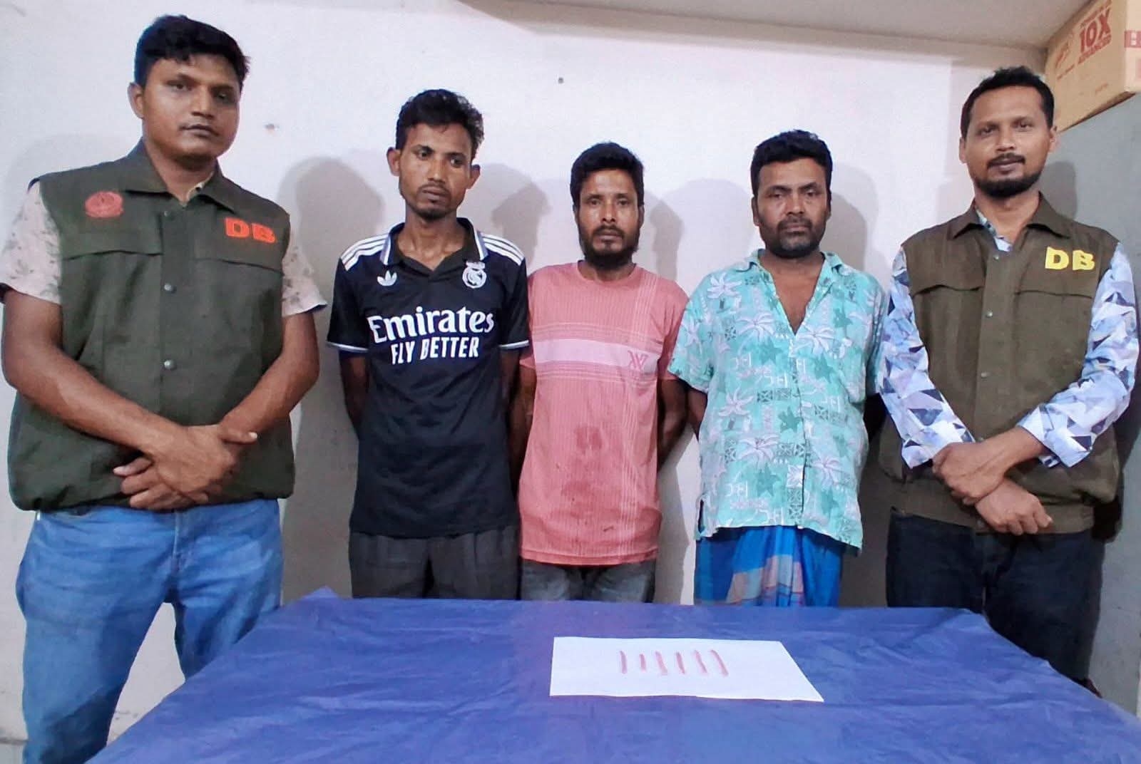 ঠাকুরগাঁওয়ে ডিবি পুলিশের মাদকবিরোধী অভিযানের প্রতীকী ছবি।