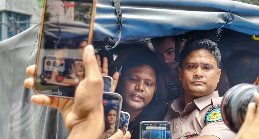  ধানমন্ডি ৩২ এলাকায় পুলিশের তৎপরতা