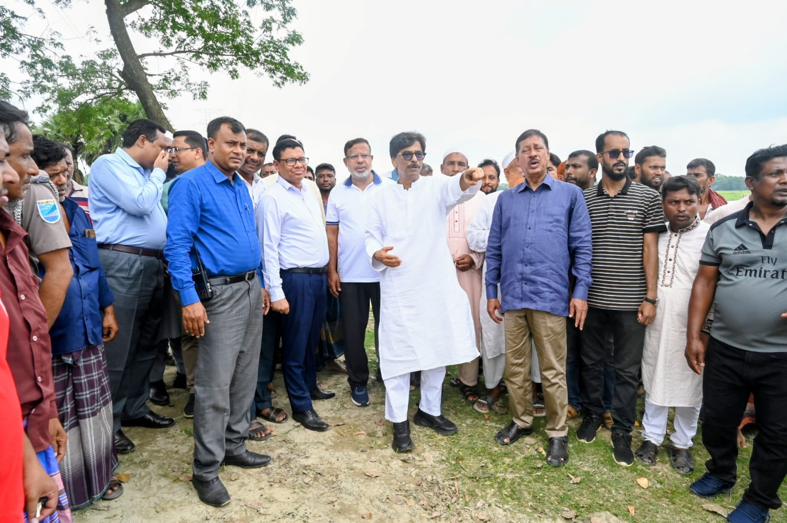 কিশোরগঞ্জে জাতীয় মৎস্য পক্ষের কর্মসূচি পরিদর্শন করছেন মৎস্য ও প্রাণিসম্পদ মন্ত্রী