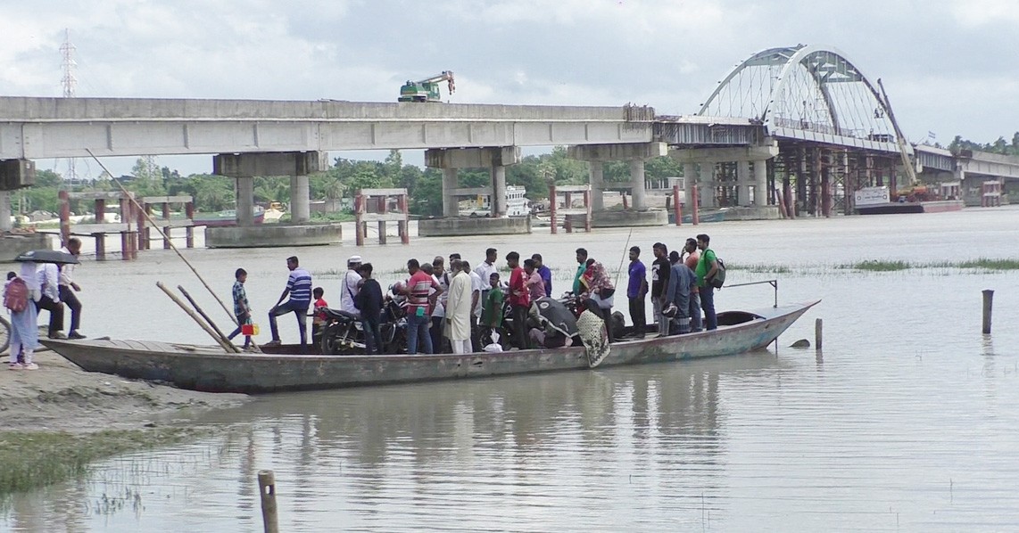 নবগঙ্গা নদীর ওপর নির্মাণাধীন নড়াইলের কালিয়া সেতু