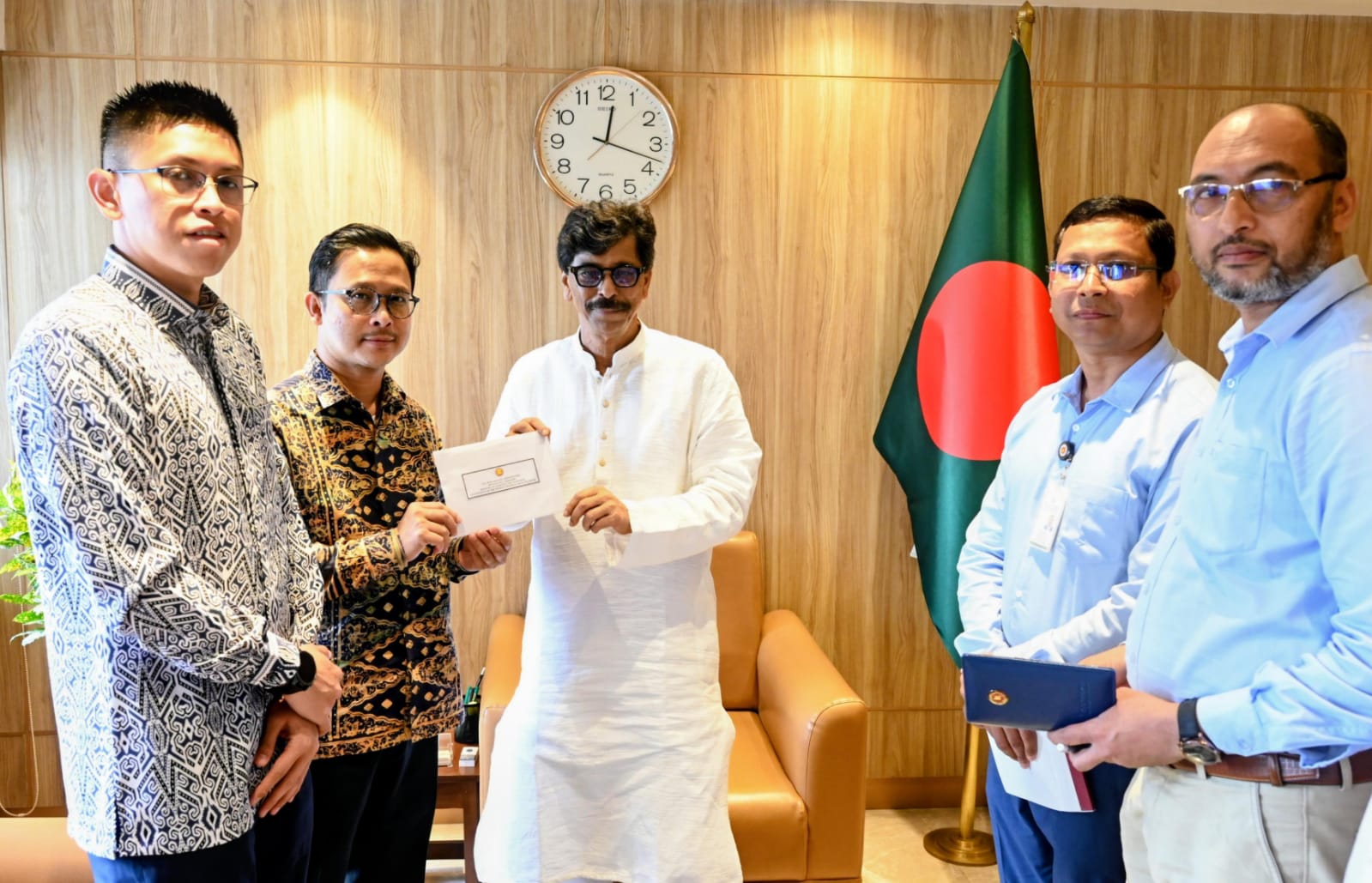 মৎস্য ও প্রাণিসম্পদ এবং কৃষিমন্ত্রীর সঙ্গে বাংলাদেশে নিযুক্ত মালয়েশিয়ার হাইকমিশনার এর সৌজন্য সাক্ষাৎকাল