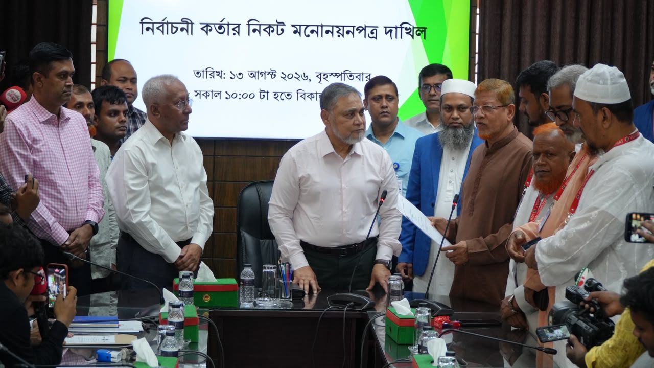 রাষ্ট্রপতি প্রার্থী অলি আহমদের মনোনয়নপত্র ইসিতে জমা