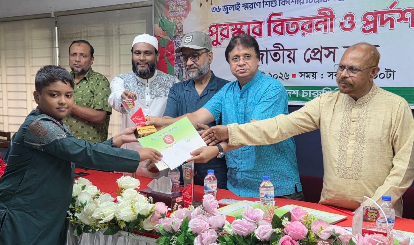 জুলাই বিপ্লবের ইতিহাস ও চেতনা পৌঁছে দেওয়ার উদ্যোগ চারুশিল্পী পরিষদের।