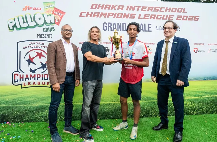 আন্তঃস্কুল চ্যাম্পিয়নস লিগের গ্র্যান্ড ফাইনালে আর্জেন্টাইন ফুটবল কিংবদন্তি ক্লদিও ক্যানিজিয়া
