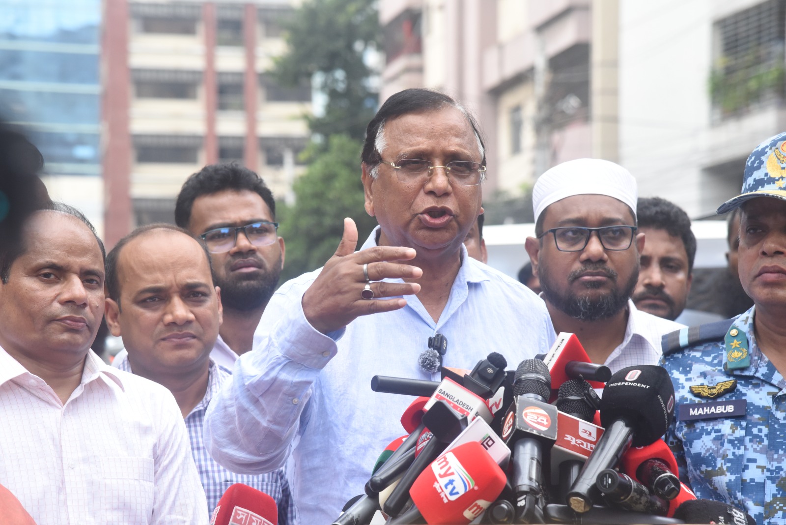 ফুটপাত দখল করে অবৈধ ব্যবসা নয়, কঠোর ব্যবস্থা