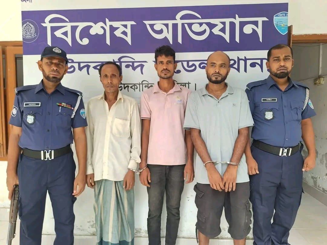 দাউদকান্দিতে পুলিশের অভিযানে জব্দ করা ইয়াবা ও প্রাইভেটকার