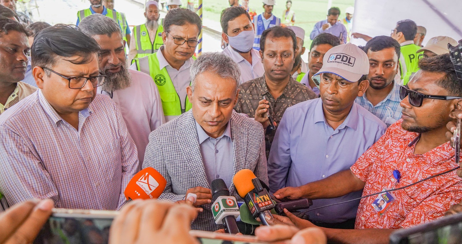 ঢাকা-সিলেট মহাসড়ক উন্নয়ন প্রকল্পের চলমান কাজ পরিদর্শন করছেন মন্ত্রী