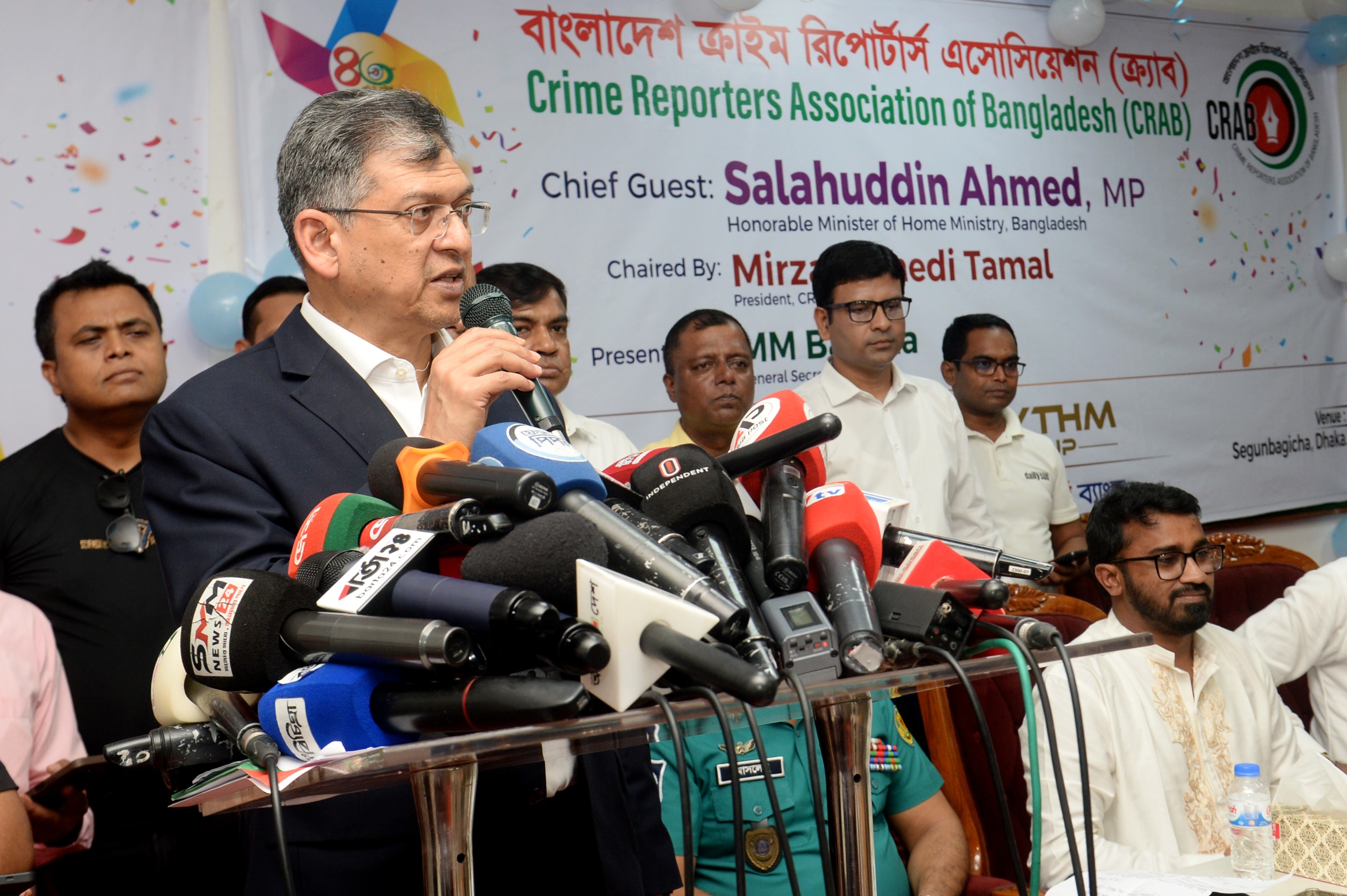 ক্র্যাবের ৪৩তম প্রতিষ্ঠাবার্ষিকীর অনুষ্ঠানে বক্তব্য দিচ্ছেন স্বরাষ্ট্রমন্ত্রী সালাহউদ্দিন আহমদ