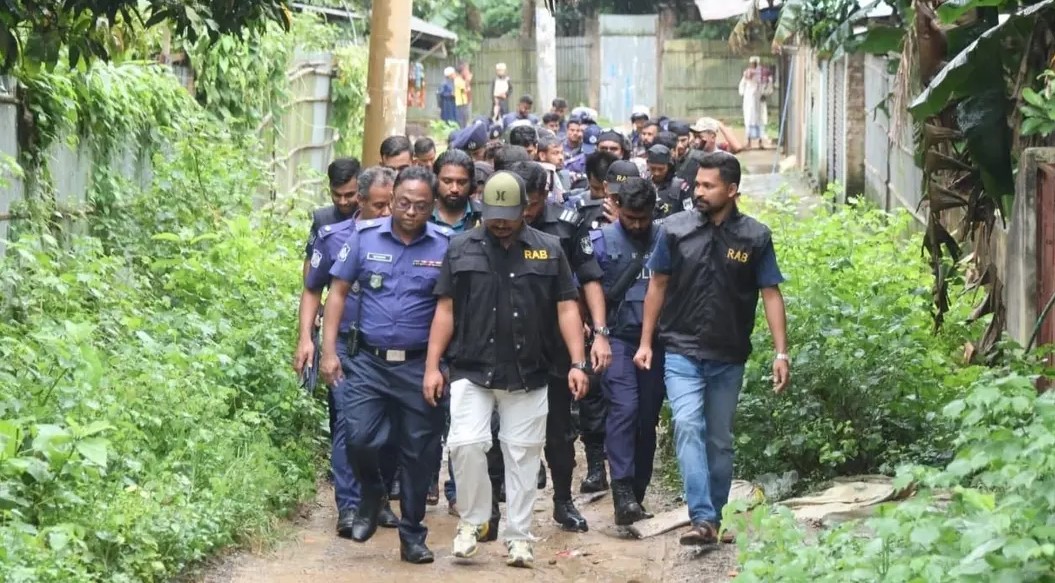 জঙ্গল সলিমপুরে পুলিশ, র‍্যাব ও বিজিবির যৌথ অভিযান