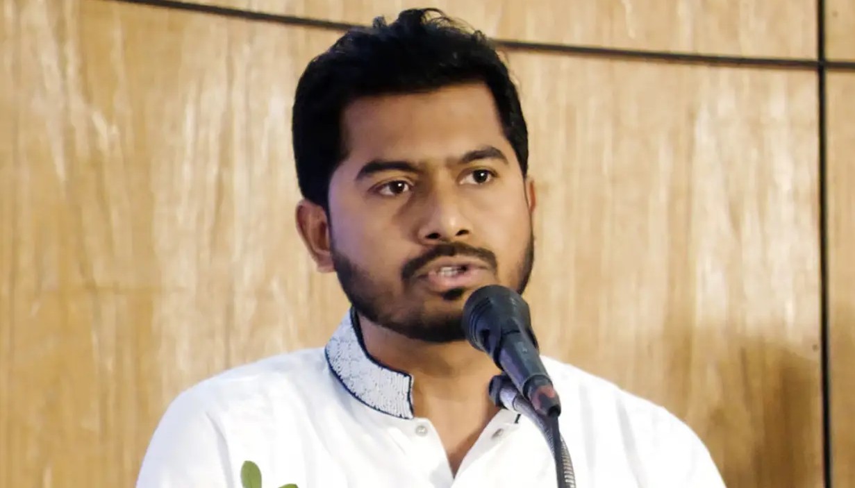 সংযুক্ত আরব আমিরাতে বাংলাদেশিদের ভিসা বাতিলের বিষয়ে বক্তব্য দিচ্ছেন প্রবাসী কল্যাণ প্রতিমন্ত্রী নুরুল হক নুর
