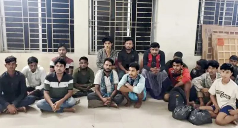 টেকনাফে মালয়েশিয়া পাচারের উদ্দেশ্যে আটকে রাখা ১৭ জনকে উদ্ধার