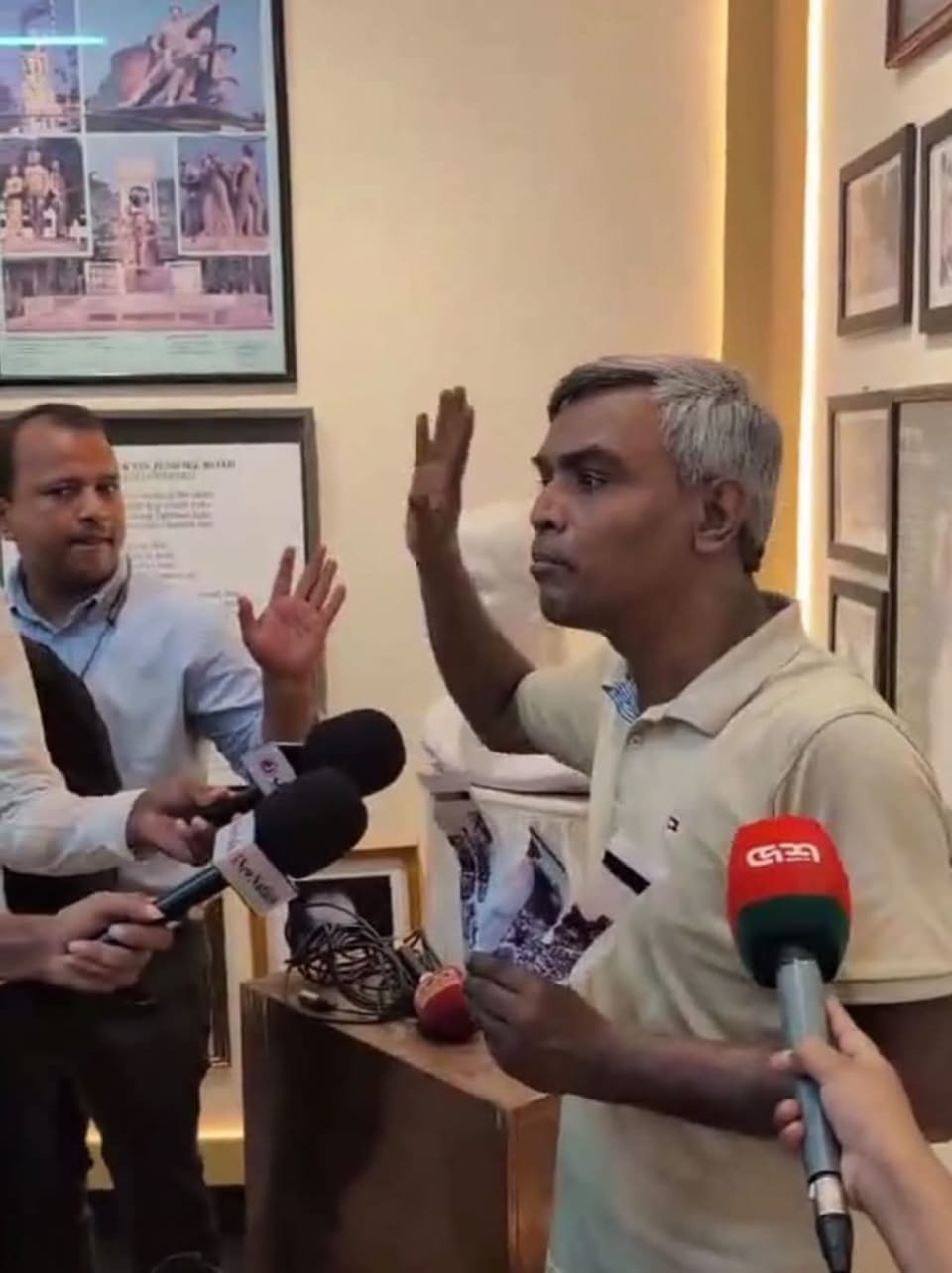 ডাকসুর সংগ্রহশালায় মোহাম্মদ আলী জিন্নাহর ছবি ভাঙচুরের ঘটনা