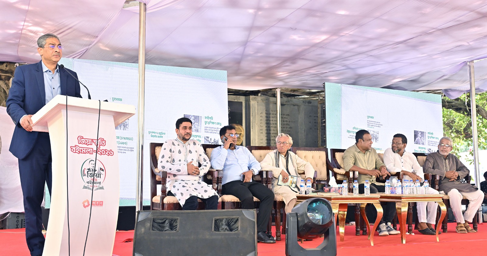 জিয়া স্মৃতি বইমেলায় বক্তব্য দিচ্ছেন পানিসম্পদ মন্ত্রী মো. শহীদউদ্দীন চৌধুরী এ্যানি