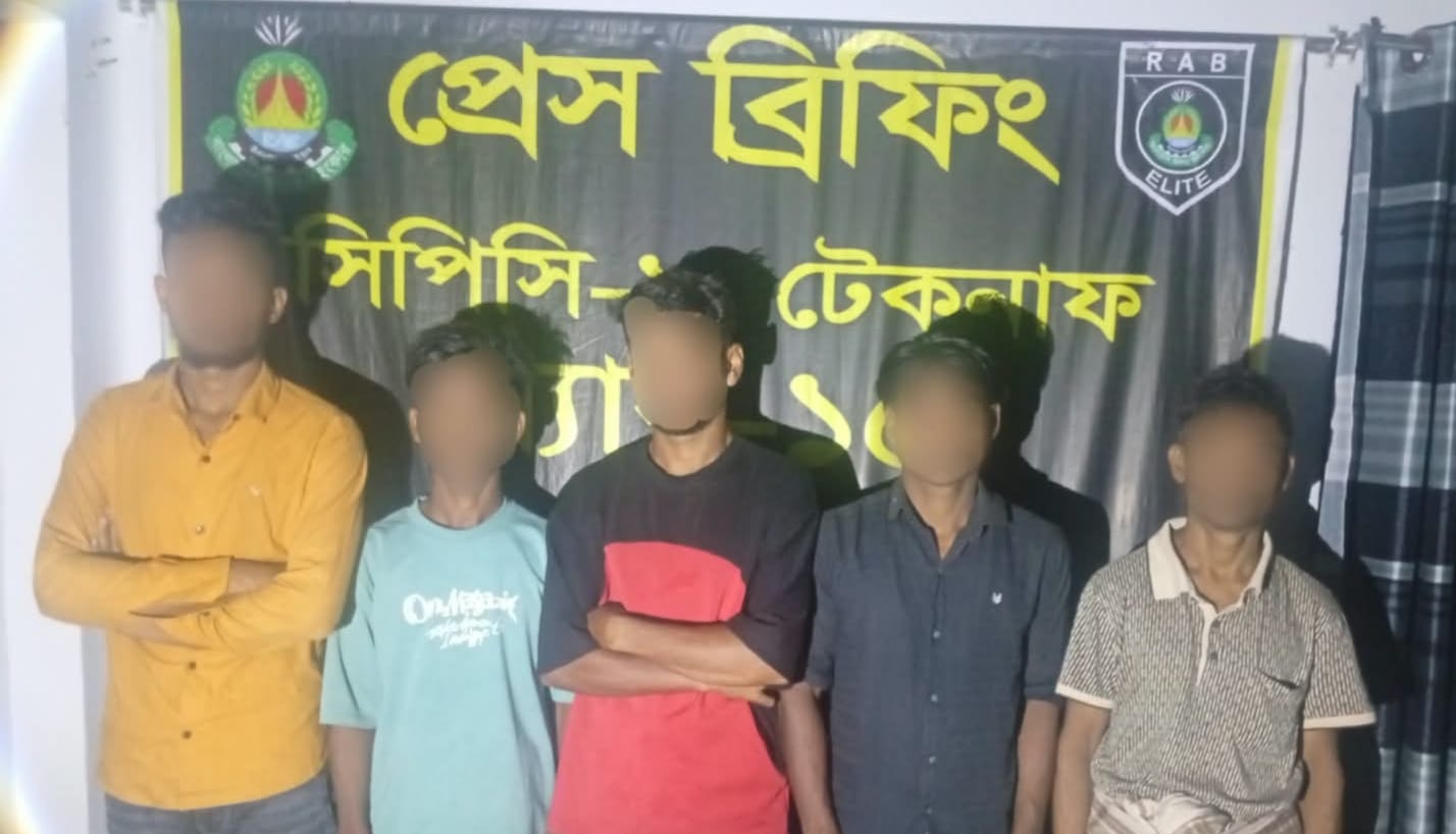 টেকনাফে র‍্যাবের অভিযানে উদ্ধার হওয়া মালয়েশিয়াগামী পাঁচ মানবপাচার ভিকটিম