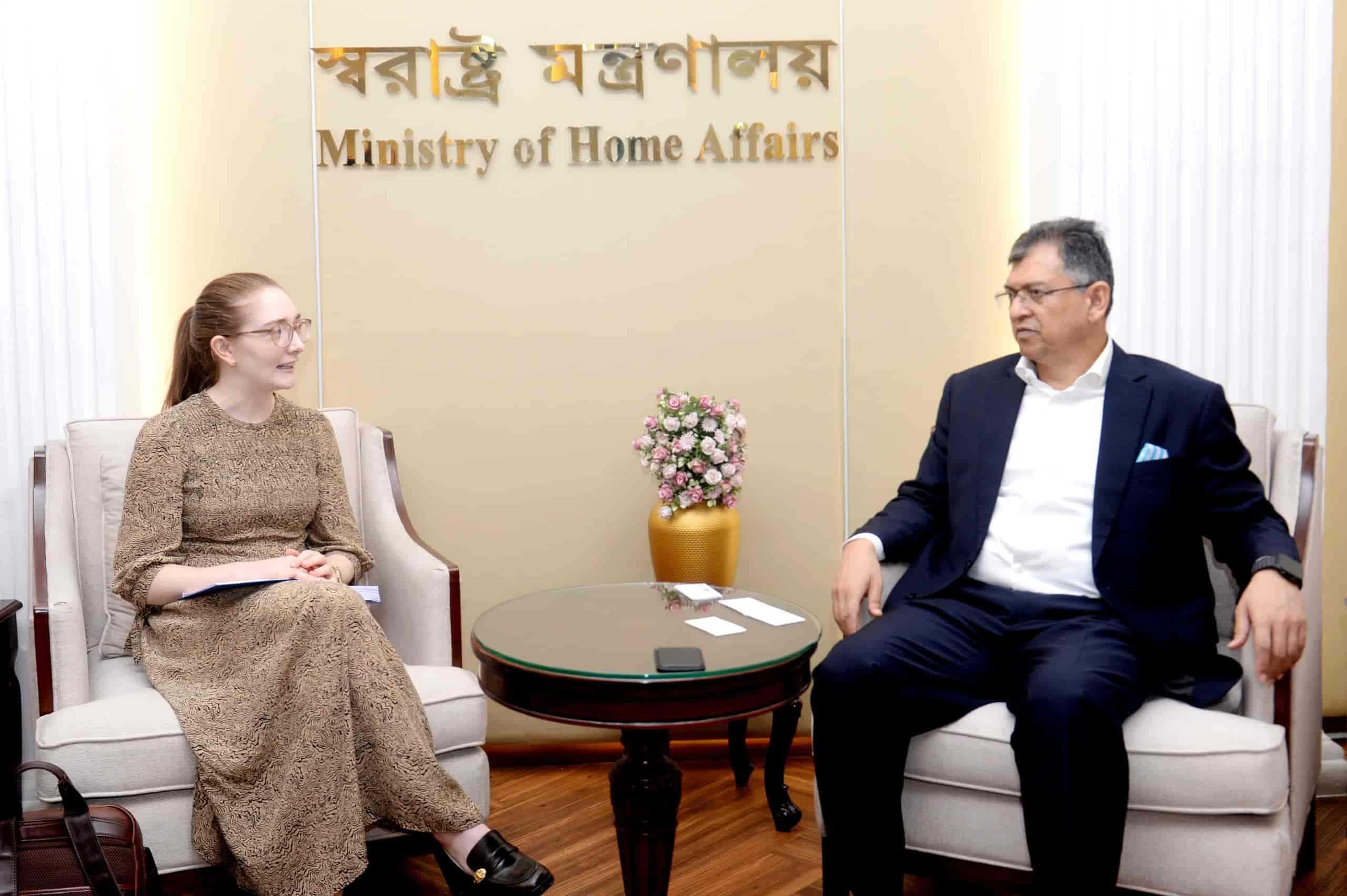 গোয়াইনঘাট সরকারি কলেজের নবীনবরণ অনুষ্ঠানে বক্তব্য দিচ্ছেন শ্রমমন্ত্রী আরিফুল হক চৌধুরী