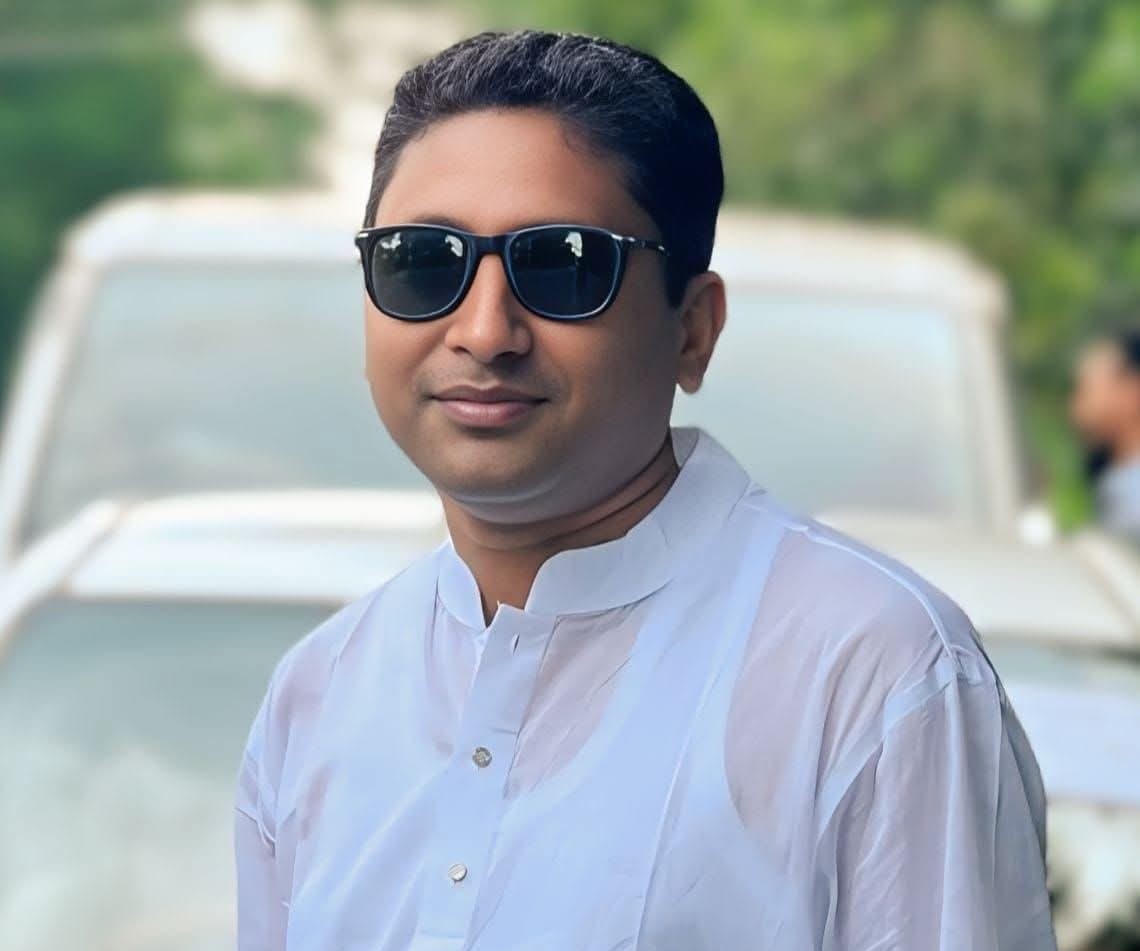 গোপালগঞ্জ নিয়ে কটূক্তির প্রতিবাদ জানাচ্ছেন সুজন সিকদার