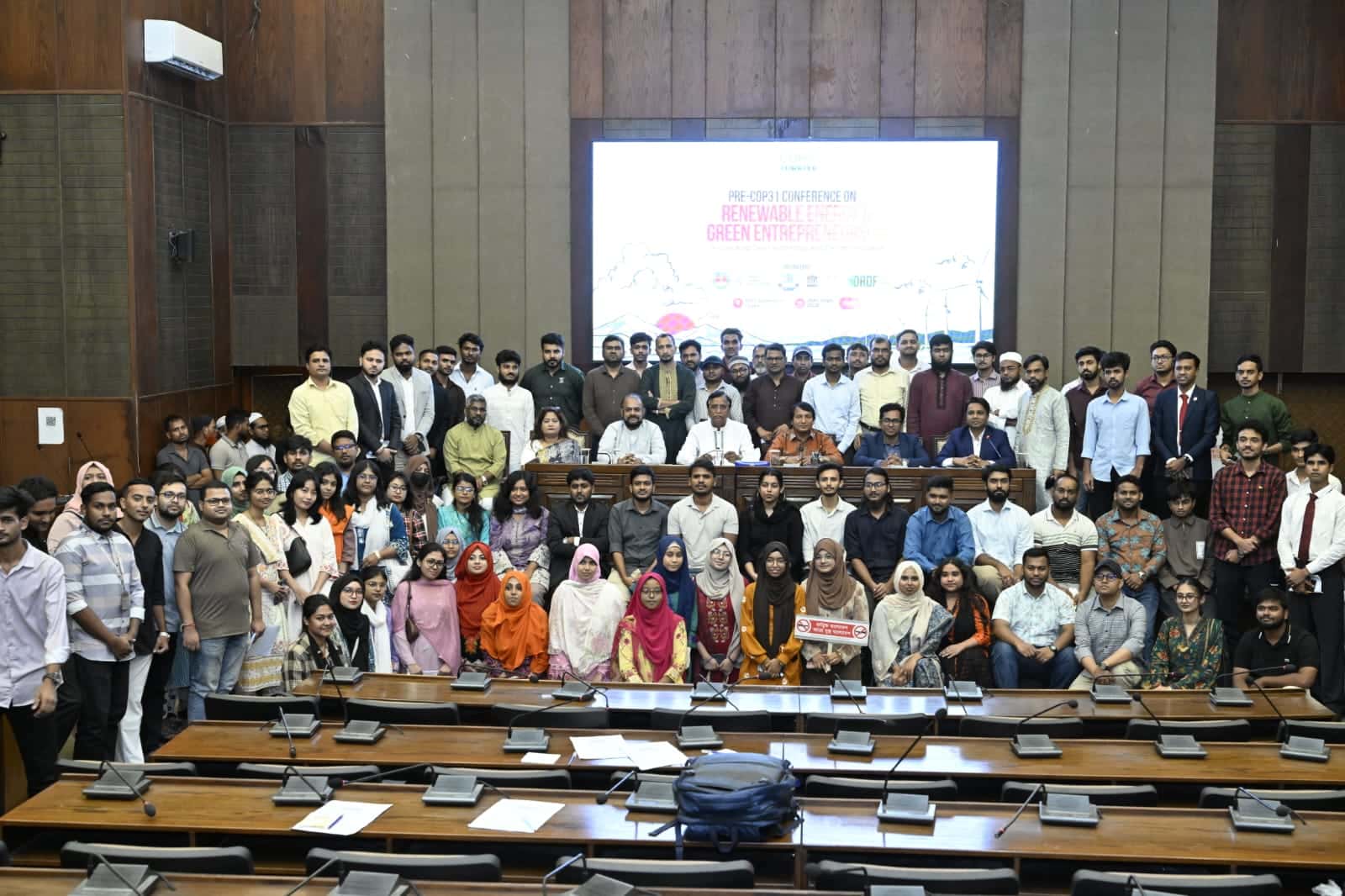 নবায়নযোগ্য জ্বালানি ও সবুজ উদ্যোক্তায় গুরুত্ব দেওয়ার আহ্বান প্রি-কপ৩১ সম্মেলনে