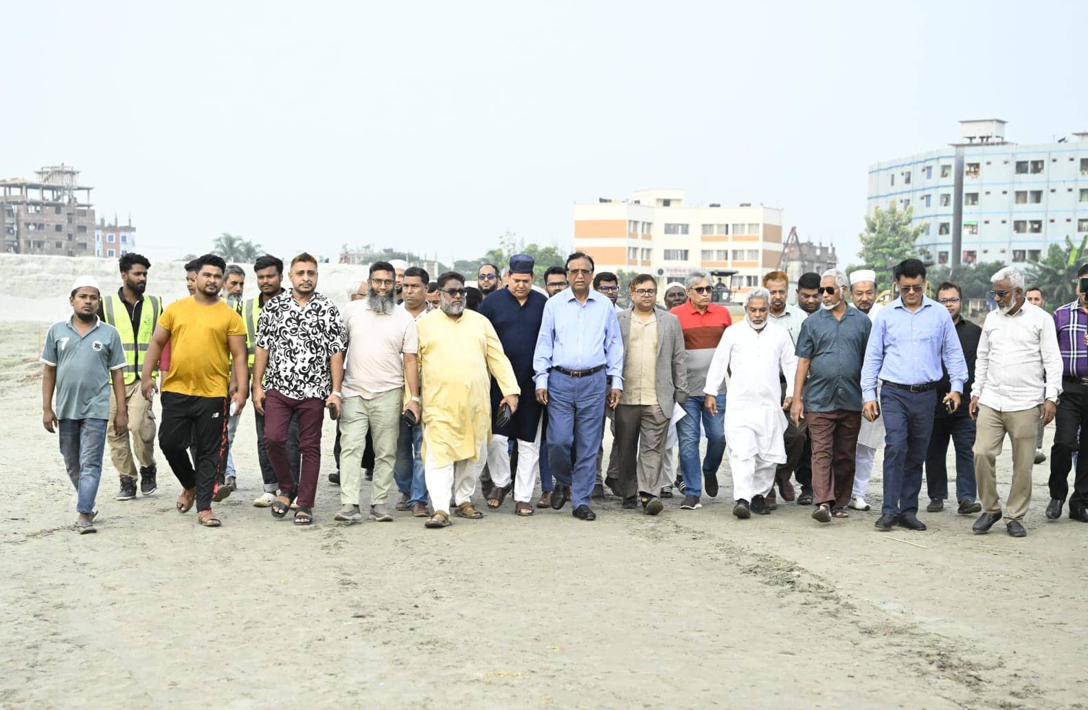 কাঁচপুরে নির্মাণাধীন নতুন বাস টার্মিনালের কাজ পরিদর্শনে ডিএসসিসি প্রশাসক