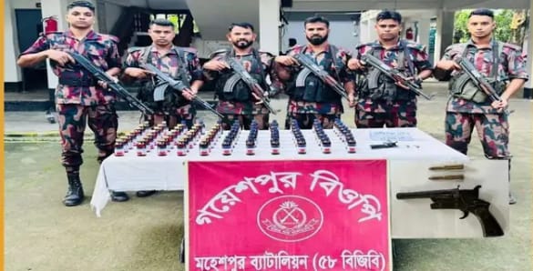 জীবননগর সীমান্তে বিজিবির উদ্ধার করা পিস্তল, গুলি ও এসকাফ