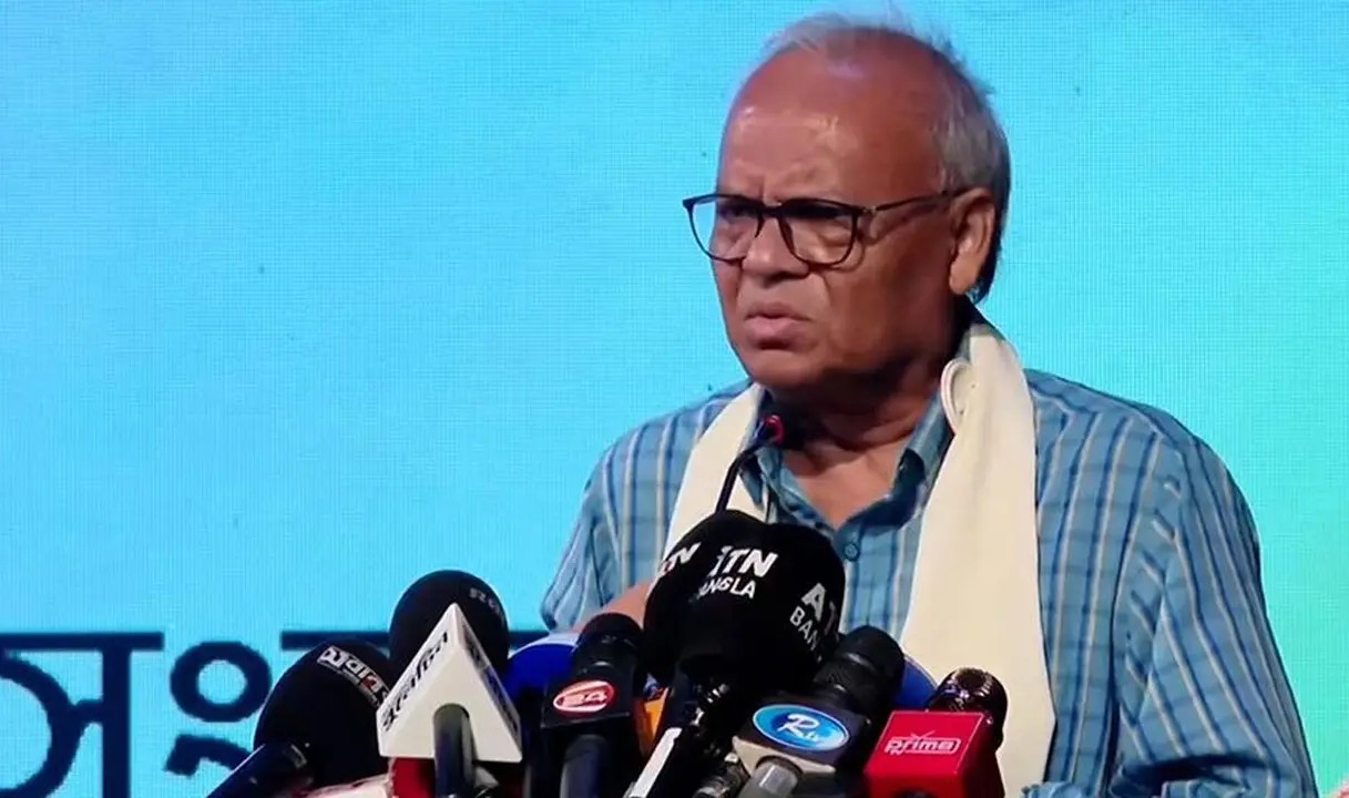 গ্যাস-বিদ্যুৎ সংকট নিয়ে বক্তব্য দিচ্ছেন রুহুল কবির রিজভী