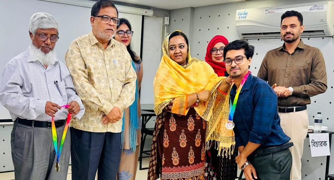 ইউআইটিএসের বিতর্ক প্রতিযোগিতায় চ্যাম্পিয়ন বসুন্ধরা শুভসংঘের দল