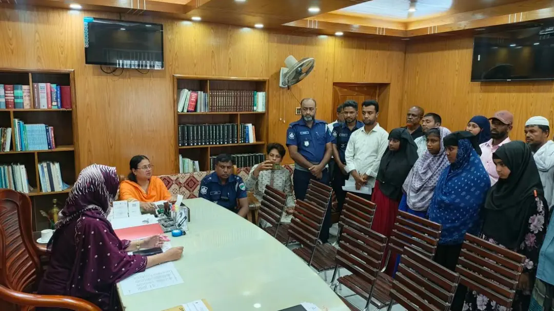 ইসলামকাটি মাধ্যমিক বালিকা বিদ্যালয়ের ছাত্রীদের বিদ্যালয়ে ফেরাতে প্রশাসনের উদ্যোগ
