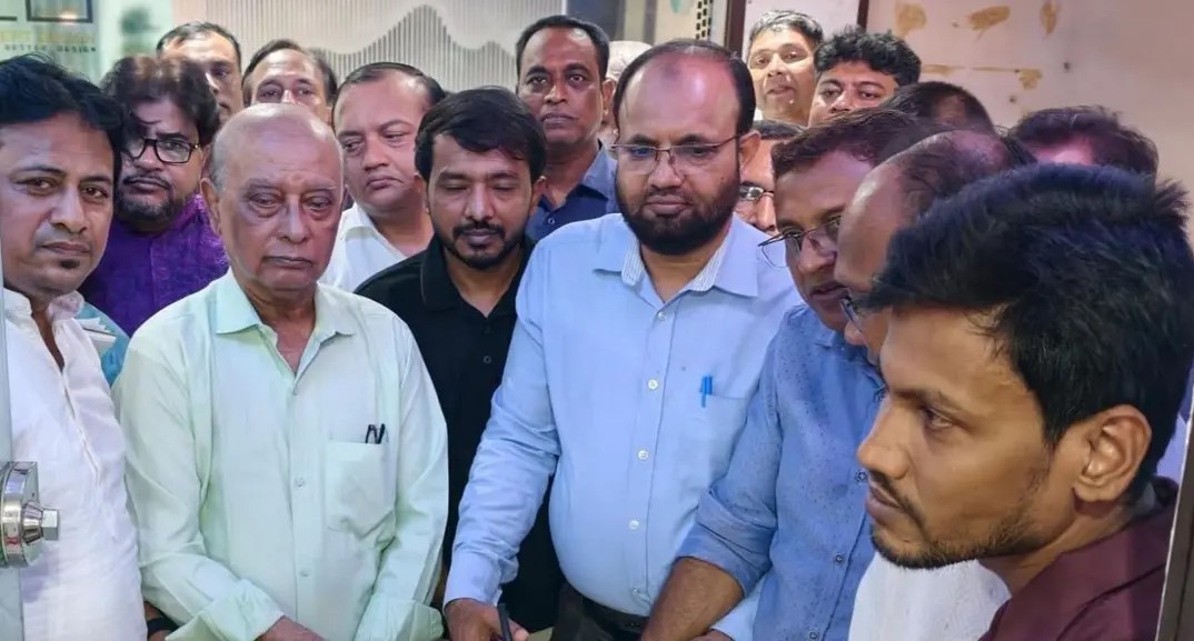 চট্টগ্রামে বক্তব্য দিচ্ছেন ডিইউজে সভাপতি মো. শহিদুল ইসলাম