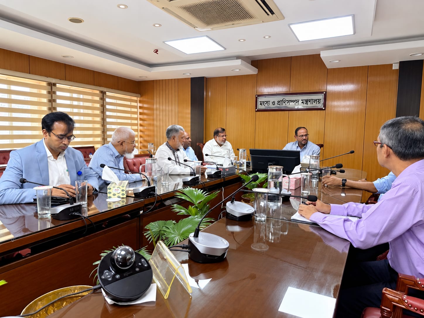 মৎস্য ও প্রাণিসম্পদ প্রতিমন্ত্রী সুলতান সালাউদ্দিন টুকু পোল্ট্রি খাতের মতবিনিময় সভায় বক্তব্য দিচ্ছেন