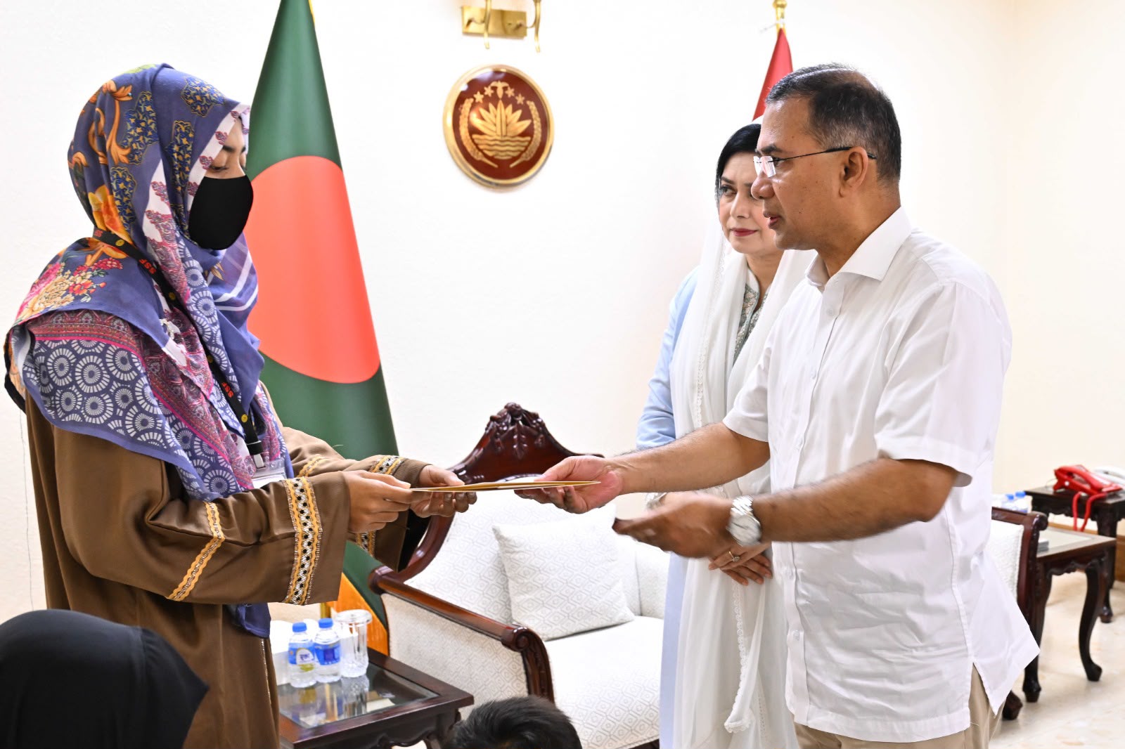 প্রধানমন্ত্রীর কার্যালয়ে শহীদ সেনাসদস্যদের পরিবারের সঙ্গে বৈঠক ও আর্থিক সহায়তা প্রদান অনুষ্ঠান