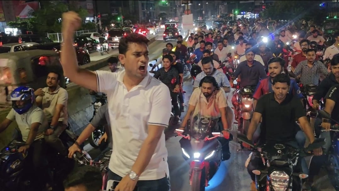 লকডাউনের প্রতিবাদে ঢাকায় ছাত্রদলের বাইক শোডাউন