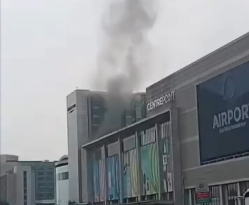 বিমানবন্দরে সেন্টার পয়েন্টে আগুন, নিয়ন্ত্রণে ৬ ইউনিট