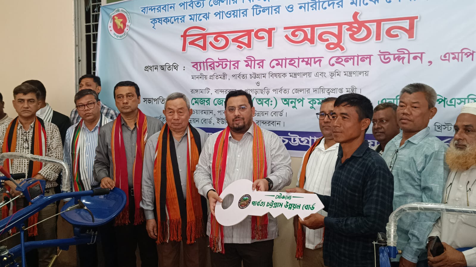 বান্দরবানে উন্নয়ন সামগ্রী বিতরণ অনুষ্ঠানে মীর হেলাল