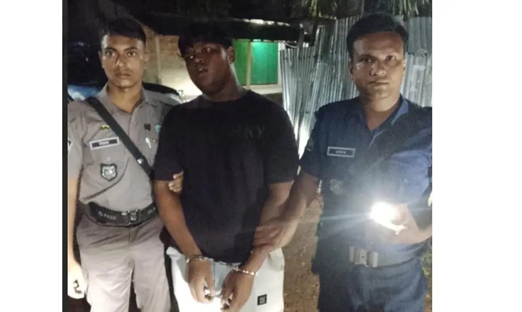 সাতকানিয়ায় ছুরিকাঘাতে কিশোর নিহতের ঘটনায় ঘটনাস্থলে পুলিশ